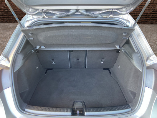 [all]12 Monate Garantie / Gratisservice 10 Jahre oder 100'000 Km ab 1.Inv. / zzgl. Ablieferungspauschale CHF 540.-[/all]


[all]

[/all]&nbsp; AMG Leichtmetallr&auml;der im 5-Doppelspei-Ablagen in den T&uuml;renAirbag: Airbag Fahrer und BeifahrerAirbag: Automatische Beifahrerairbag-AbschaltungAirbag: Knie-Airbag f&uuml;r FahrerAirbag: Seitenairbag f&uuml;r Fahrer und BeifahrerAirbag: Window-KopfairbagsAntiblockiersystem (ABS)Antriebsschlupfregelung (ASR)Assist: Aktiver BremssassistentAssist: NotrufsystemAssist: SpurhalteassistentAssist: Transparente MotorhaubeAssist:Reifendruck-KontrollanzeigeAssist:Tempomat mit variabler Geschwindigkeits-Auspuffblende, verchromtAussenspiegel in HochglanzschwarzBremsassistent (BAS)BremsbelagverschleissDYNAMIC SELECT SchalterDekor: Bordkantenzierstab in ChromDekor: Dachhimmel schwarzDiamantgrillDoppelcupholder vorneDrittes Bremslicht LEDECO Start-Stopp-FunktionEinstiegsschienen vorne mit LogoElektronisches Stabilit&auml;ts-Programm (ESP)Getriebe: Sequentielles 7-Gang-Getriebe mitHeckscheibenheizungHeckscheibenwischerH&ouml;henverstellbare Gurten vorneKEYLESS GO Start FunktionKatalysator geregeltKlima:Klimatisierungsautomatik THERMOTRONICKomfortfahrwerk mit TieferlegungKommunikationsmodulK&uuml;hlergrill schwarz gl&auml;nzendLackierung: Uni-LackierungLenkrad:Multifunktions-Sportlenkrad in Leder NappaLicht: LED Blinker im AussenspiegelLicht: LED High Performance-ScheinwerferLicht: LED-TagfahrlichtLicht: NebelschlussleuchteLicht:Adaptives BremslichtLicht:HalogenscheinwerferMake up-Spiegel linksMake up-Spiegel rechtsMedia: Digitaler Radioempfang (DAB/DAB+)Polster: Ledernachbildung ARTICO/Stoff zweifarbigRegensensor f&uuml;r Scheibenwischer vorneR&auml;der:Reifenreparatur-Set mit KompressorScheibenwischer vorne mit IntervallSeitenschwellerverkleidung in Wagen-Servolenkung geschwindigkeitsabh&auml;ngigSitzbelegungserkennung f&uuml;r BeifahrersitzSitze: 3-Punkt-Sicherheitsgurte auf allen Pl&auml;tzenSitze:Gurtstraffer vorneSitze:ISOFIX-Befestigungspunkte f&uuml;r KindersitzSitze:Komfortsitze vorneSitze:Kopfst&uuml;tzen hinten h&ouml;henverstellbarSitze:Sportsitze vorneSteckdose 12-Volt- vorneStossstangen in WagenfarbeTouchpadT&uuml;rgriffe aussen in WagenfarbeWegfahrsperre elektronischW&auml;rmed&auml;mmendes Glas, ab B-S&auml;ule dunkel get&ouml;ntZentralverriegelung mit Fernbedienung und automatischer T&uuml;rverriegelung