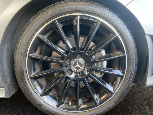 [all]12 Monate Garantie / Gratisservice 10 Jahre oder 100'000 Km ab 1.Inv. / zzgl. Ablieferungspauschale CHF 540.-[/all]


[all]

[/all]&nbsp; AMG Leichtmetallr&auml;der im 5-Doppelspei-Ablagen in den T&uuml;renAirbag: Airbag Fahrer und BeifahrerAirbag: Automatische Beifahrerairbag-AbschaltungAirbag: Knie-Airbag f&uuml;r FahrerAirbag: Seitenairbag f&uuml;r Fahrer und BeifahrerAirbag: Window-KopfairbagsAntiblockiersystem (ABS)Antriebsschlupfregelung (ASR)Assist: Aktiver BremssassistentAssist: NotrufsystemAssist: SpurhalteassistentAssist: Transparente MotorhaubeAssist:Reifendruck-KontrollanzeigeAssist:Tempomat mit variabler Geschwindigkeits-Auspuffblende, verchromtAussenspiegel in HochglanzschwarzBremsassistent (BAS)BremsbelagverschleissDYNAMIC SELECT SchalterDekor: Bordkantenzierstab in ChromDekor: Dachhimmel schwarzDiamantgrillDoppelcupholder vorneDrittes Bremslicht LEDECO Start-Stopp-FunktionEinstiegsschienen vorne mit LogoElektronisches Stabilit&auml;ts-Programm (ESP)Getriebe: Sequentielles 7-Gang-Getriebe mitHeckscheibenheizungHeckscheibenwischerH&ouml;henverstellbare Gurten vorneKEYLESS GO Start FunktionKatalysator geregeltKlima:Klimatisierungsautomatik THERMOTRONICKomfortfahrwerk mit TieferlegungKommunikationsmodulK&uuml;hlergrill schwarz gl&auml;nzendLackierung: Uni-LackierungLenkrad:Multifunktions-Sportlenkrad in Leder NappaLicht: LED Blinker im AussenspiegelLicht: LED High Performance-ScheinwerferLicht: LED-TagfahrlichtLicht: NebelschlussleuchteLicht:Adaptives BremslichtLicht:HalogenscheinwerferMake up-Spiegel linksMake up-Spiegel rechtsMedia: Digitaler Radioempfang (DAB/DAB+)Polster: Ledernachbildung ARTICO/Stoff zweifarbigRegensensor f&uuml;r Scheibenwischer vorneR&auml;der:Reifenreparatur-Set mit KompressorScheibenwischer vorne mit IntervallSeitenschwellerverkleidung in Wagen-Servolenkung geschwindigkeitsabh&auml;ngigSitzbelegungserkennung f&uuml;r BeifahrersitzSitze: 3-Punkt-Sicherheitsgurte auf allen Pl&auml;tzenSitze:Gurtstraffer vorneSitze:ISOFIX-Befestigungspunkte f&uuml;r KindersitzSitze:Komfortsitze vorneSitze:Kopfst&uuml;tzen hinten h&ouml;henverstellbarSitze:Sportsitze vorneSteckdose 12-Volt- vorneStossstangen in WagenfarbeTouchpadT&uuml;rgriffe aussen in WagenfarbeWegfahrsperre elektronischW&auml;rmed&auml;mmendes Glas, ab B-S&auml;ule dunkel get&ouml;ntZentralverriegelung mit Fernbedienung und automatischer T&uuml;rverriegelung