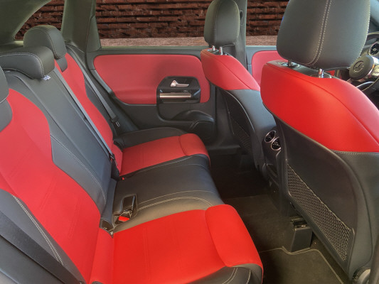[all]12 Monate Garantie / Gratisservice 10 Jahre oder 100'000 Km ab 1.Inv. / zzgl. Ablieferungspauschale CHF 540.-[/all]


[all]

[/all]&nbsp; AMG EinstiegleistenAirbag: Airbag Fahrer und BeifahrerAirbag: Automatische Beifahrerairbag-AbschaltungAirbag: Knie-Airbag f&uuml;r FahrerAntiblockiersystem (ABS)Assist: Aktiver BremssassistentAssist: Aktiver Spurhalte-AssistentAssist: Mercedes-Benz NotrufsystemAssist: TEMPOMAT mit LimiterAssist: Vorr&uuml;stung f&uuml;r ferngesteuerte Fahrzeug&uuml;berwachungDYNAMIC SELECTDekor: Innenhimmel Stoff schwarzDekor: Zierelemente SpiraloptikDoppelcupholder vorneEASY-PACK-HeckklappeElektronisches Stabilit&auml;ts-Programm (ESP)Erste-Hilfe-Kasten und WarndreieckFahrwerk: KomfortfahrwerkFussmatten VeloursGarantie: MERCEDES-SWISS-INTEGRAL PaketGep&auml;cknetz an Fahrer- und BeifahrersitzlehneGetriebe: Automatisches Doppelkupplungsgetriebe 7G-DCTKlima: Klimatisierungsautomatik THERMOTRONICK&uuml;hlerverkleidung mit zwei silberfarben lackierten EinzellamellenLackierung: Uni-Lackierung PolarweissLenkrad: Multifunktions-Sportlenkrad in LederLicht- und SichtpaketLicht: Drittes BremslichtLicht: LED High Performance-ScheinwerferMERCEDES-BENZ MOBILIT&Auml;TMERCEDES-SWISS-INTEGRALMedia: Digitaler Radioempfang (DAB/DAB+)Media: TouchpadMedia: USB-Schnittstelle im Ablagefach und 2 USB-Schnittstellen in der Mittelkonsole hintenMedia: Vorr&uuml;stung f&uuml;r FahrzeugfernsteuerungPaket: Laderaum-PaketPaket: Licht- und SichtpaketPaket: Night-Paket (Sport-Paket Black) f&uuml;r ProgressivePolster: Polster Ledernachbildung ARTICO/Stoff Fl&eacute;ronRegensensor f&uuml;r Scheibenwischer vorneReifendruck-KontrollanzeigeRemote ServicesR&auml;der: Leichtmetallr&auml;der im 5-Doppelspeichen-Design 18JR&auml;der: Reifenreparatur-Set (Tire Fit)R&auml;der: SommerreifenSitze: Komfortsitze vorneSitze: R&uuml;cksitzlehne geteilt abklappbarSitze:Komfortsitze Fahrer/BeifahrerSonnenblende Fahrer und Beifahrerseite mit beleuchtetem SpiegelSteckdose im KofferraumTreibstofftank 51LVeloursfussmattenVorr&uuml;stung f&uuml;r die &Uuml;bergabe des digitalen Schl&uuml;ssels Ablagefach mit Rollo in MittelkonsoleEntfall Typenbezeichnung auf HeckdeckelLackierung: Metallic-LackierungPaket: Advantage-PaketMedia: 10-Zoll-Media-DisplayMedia: FestplattennavigationPaket: Park-Paket mit R&uuml;ckfahrkamera inkl.Paket: Spiegel-PaketPaket: Spiegel-PaketInnenspiegel und Aussenspiegel links automatisch abblendendPolster: Polster Leder zweifarbigSitze: 4-Wege-Lordosenst&uuml;tzeSitze: Vordersitze heizbar