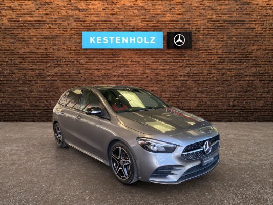 [all]12 Monate Garantie / Gratisservice 10 Jahre oder 100'000 Km ab 1.Inv. / zzgl. Ablieferungspauschale CHF 540.-[/all]


[all]

[/all]&nbsp; AMG EinstiegleistenAirbag: Airbag Fahrer und BeifahrerAirbag: Automatische Beifahrerairbag-AbschaltungAirbag: Knie-Airbag f&uuml;r FahrerAntiblockiersystem (ABS)Assist: Aktiver BremssassistentAssist: Aktiver Spurhalte-AssistentAssist: Mercedes-Benz NotrufsystemAssist: TEMPOMAT mit LimiterAssist: Vorr&uuml;stung f&uuml;r ferngesteuerte Fahrzeug&uuml;berwachungDYNAMIC SELECTDekor: Innenhimmel Stoff schwarzDekor: Zierelemente SpiraloptikDoppelcupholder vorneEASY-PACK-HeckklappeElektronisches Stabilit&auml;ts-Programm (ESP)Erste-Hilfe-Kasten und WarndreieckFahrwerk: KomfortfahrwerkFussmatten VeloursGarantie: MERCEDES-SWISS-INTEGRAL PaketGep&auml;cknetz an Fahrer- und BeifahrersitzlehneGetriebe: Automatisches Doppelkupplungsgetriebe 7G-DCTKlima: Klimatisierungsautomatik THERMOTRONICK&uuml;hlerverkleidung mit zwei silberfarben lackierten EinzellamellenLackierung: Uni-Lackierung PolarweissLenkrad: Multifunktions-Sportlenkrad in LederLicht- und SichtpaketLicht: Drittes BremslichtLicht: LED High Performance-ScheinwerferMERCEDES-BENZ MOBILIT&Auml;TMERCEDES-SWISS-INTEGRALMedia: Digitaler Radioempfang (DAB/DAB+)Media: TouchpadMedia: USB-Schnittstelle im Ablagefach und 2 USB-Schnittstellen in der Mittelkonsole hintenMedia: Vorr&uuml;stung f&uuml;r FahrzeugfernsteuerungPaket: Laderaum-PaketPaket: Licht- und SichtpaketPaket: Night-Paket (Sport-Paket Black) f&uuml;r ProgressivePolster: Polster Ledernachbildung ARTICO/Stoff Fl&eacute;ronRegensensor f&uuml;r Scheibenwischer vorneReifendruck-KontrollanzeigeRemote ServicesR&auml;der: Leichtmetallr&auml;der im 5-Doppelspeichen-Design 18JR&auml;der: Reifenreparatur-Set (Tire Fit)R&auml;der: SommerreifenSitze: Komfortsitze vorneSitze: R&uuml;cksitzlehne geteilt abklappbarSitze:Komfortsitze Fahrer/BeifahrerSonnenblende Fahrer und Beifahrerseite mit beleuchtetem SpiegelSteckdose im KofferraumTreibstofftank 51LVeloursfussmattenVorr&uuml;stung f&uuml;r die &Uuml;bergabe des digitalen Schl&uuml;ssels Ablagefach mit Rollo in MittelkonsoleEntfall Typenbezeichnung auf HeckdeckelLackierung: Metallic-LackierungPaket: Advantage-PaketMedia: 10-Zoll-Media-DisplayMedia: FestplattennavigationPaket: Park-Paket mit R&uuml;ckfahrkamera inkl.Paket: Spiegel-PaketPaket: Spiegel-PaketInnenspiegel und Aussenspiegel links automatisch abblendendPolster: Polster Leder zweifarbigSitze: 4-Wege-Lordosenst&uuml;tzeSitze: Vordersitze heizbar