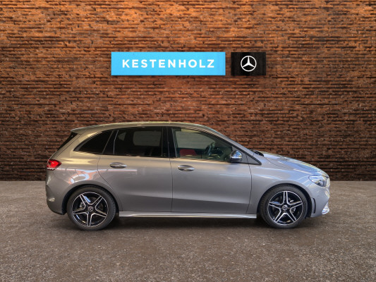 [all]12 Monate Garantie / Gratisservice 10 Jahre oder 100'000 Km ab 1.Inv. / zzgl. Ablieferungspauschale CHF 540.-[/all]


[all]

[/all]&nbsp; AMG EinstiegleistenAirbag: Airbag Fahrer und BeifahrerAirbag: Automatische Beifahrerairbag-AbschaltungAirbag: Knie-Airbag f&uuml;r FahrerAntiblockiersystem (ABS)Assist: Aktiver BremssassistentAssist: Aktiver Spurhalte-AssistentAssist: Mercedes-Benz NotrufsystemAssist: TEMPOMAT mit LimiterAssist: Vorr&uuml;stung f&uuml;r ferngesteuerte Fahrzeug&uuml;berwachungDYNAMIC SELECTDekor: Innenhimmel Stoff schwarzDekor: Zierelemente SpiraloptikDoppelcupholder vorneEASY-PACK-HeckklappeElektronisches Stabilit&auml;ts-Programm (ESP)Erste-Hilfe-Kasten und WarndreieckFahrwerk: KomfortfahrwerkFussmatten VeloursGarantie: MERCEDES-SWISS-INTEGRAL PaketGep&auml;cknetz an Fahrer- und BeifahrersitzlehneGetriebe: Automatisches Doppelkupplungsgetriebe 7G-DCTKlima: Klimatisierungsautomatik THERMOTRONICK&uuml;hlerverkleidung mit zwei silberfarben lackierten EinzellamellenLackierung: Uni-Lackierung PolarweissLenkrad: Multifunktions-Sportlenkrad in LederLicht- und SichtpaketLicht: Drittes BremslichtLicht: LED High Performance-ScheinwerferMERCEDES-BENZ MOBILIT&Auml;TMERCEDES-SWISS-INTEGRALMedia: Digitaler Radioempfang (DAB/DAB+)Media: TouchpadMedia: USB-Schnittstelle im Ablagefach und 2 USB-Schnittstellen in der Mittelkonsole hintenMedia: Vorr&uuml;stung f&uuml;r FahrzeugfernsteuerungPaket: Laderaum-PaketPaket: Licht- und SichtpaketPaket: Night-Paket (Sport-Paket Black) f&uuml;r ProgressivePolster: Polster Ledernachbildung ARTICO/Stoff Fl&eacute;ronRegensensor f&uuml;r Scheibenwischer vorneReifendruck-KontrollanzeigeRemote ServicesR&auml;der: Leichtmetallr&auml;der im 5-Doppelspeichen-Design 18JR&auml;der: Reifenreparatur-Set (Tire Fit)R&auml;der: SommerreifenSitze: Komfortsitze vorneSitze: R&uuml;cksitzlehne geteilt abklappbarSitze:Komfortsitze Fahrer/BeifahrerSonnenblende Fahrer und Beifahrerseite mit beleuchtetem SpiegelSteckdose im KofferraumTreibstofftank 51LVeloursfussmattenVorr&uuml;stung f&uuml;r die &Uuml;bergabe des digitalen Schl&uuml;ssels Ablagefach mit Rollo in MittelkonsoleEntfall Typenbezeichnung auf HeckdeckelLackierung: Metallic-LackierungPaket: Advantage-PaketMedia: 10-Zoll-Media-DisplayMedia: FestplattennavigationPaket: Park-Paket mit R&uuml;ckfahrkamera inkl.Paket: Spiegel-PaketPaket: Spiegel-PaketInnenspiegel und Aussenspiegel links automatisch abblendendPolster: Polster Leder zweifarbigSitze: 4-Wege-Lordosenst&uuml;tzeSitze: Vordersitze heizbar