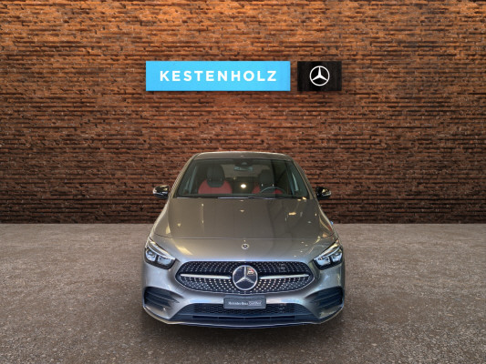 [all]12 Monate Garantie / Gratisservice 10 Jahre oder 100'000 Km ab 1.Inv. / zzgl. Ablieferungspauschale CHF 540.-[/all]


[all]

[/all]&nbsp; AMG EinstiegleistenAirbag: Airbag Fahrer und BeifahrerAirbag: Automatische Beifahrerairbag-AbschaltungAirbag: Knie-Airbag f&uuml;r FahrerAntiblockiersystem (ABS)Assist: Aktiver BremssassistentAssist: Aktiver Spurhalte-AssistentAssist: Mercedes-Benz NotrufsystemAssist: TEMPOMAT mit LimiterAssist: Vorr&uuml;stung f&uuml;r ferngesteuerte Fahrzeug&uuml;berwachungDYNAMIC SELECTDekor: Innenhimmel Stoff schwarzDekor: Zierelemente SpiraloptikDoppelcupholder vorneEASY-PACK-HeckklappeElektronisches Stabilit&auml;ts-Programm (ESP)Erste-Hilfe-Kasten und WarndreieckFahrwerk: KomfortfahrwerkFussmatten VeloursGarantie: MERCEDES-SWISS-INTEGRAL PaketGep&auml;cknetz an Fahrer- und BeifahrersitzlehneGetriebe: Automatisches Doppelkupplungsgetriebe 7G-DCTKlima: Klimatisierungsautomatik THERMOTRONICK&uuml;hlerverkleidung mit zwei silberfarben lackierten EinzellamellenLackierung: Uni-Lackierung PolarweissLenkrad: Multifunktions-Sportlenkrad in LederLicht- und SichtpaketLicht: Drittes BremslichtLicht: LED High Performance-ScheinwerferMERCEDES-BENZ MOBILIT&Auml;TMERCEDES-SWISS-INTEGRALMedia: Digitaler Radioempfang (DAB/DAB+)Media: TouchpadMedia: USB-Schnittstelle im Ablagefach und 2 USB-Schnittstellen in der Mittelkonsole hintenMedia: Vorr&uuml;stung f&uuml;r FahrzeugfernsteuerungPaket: Laderaum-PaketPaket: Licht- und SichtpaketPaket: Night-Paket (Sport-Paket Black) f&uuml;r ProgressivePolster: Polster Ledernachbildung ARTICO/Stoff Fl&eacute;ronRegensensor f&uuml;r Scheibenwischer vorneReifendruck-KontrollanzeigeRemote ServicesR&auml;der: Leichtmetallr&auml;der im 5-Doppelspeichen-Design 18JR&auml;der: Reifenreparatur-Set (Tire Fit)R&auml;der: SommerreifenSitze: Komfortsitze vorneSitze: R&uuml;cksitzlehne geteilt abklappbarSitze:Komfortsitze Fahrer/BeifahrerSonnenblende Fahrer und Beifahrerseite mit beleuchtetem SpiegelSteckdose im KofferraumTreibstofftank 51LVeloursfussmattenVorr&uuml;stung f&uuml;r die &Uuml;bergabe des digitalen Schl&uuml;ssels Ablagefach mit Rollo in MittelkonsoleEntfall Typenbezeichnung auf HeckdeckelLackierung: Metallic-LackierungPaket: Advantage-PaketMedia: 10-Zoll-Media-DisplayMedia: FestplattennavigationPaket: Park-Paket mit R&uuml;ckfahrkamera inkl.Paket: Spiegel-PaketPaket: Spiegel-PaketInnenspiegel und Aussenspiegel links automatisch abblendendPolster: Polster Leder zweifarbigSitze: 4-Wege-Lordosenst&uuml;tzeSitze: Vordersitze heizbar