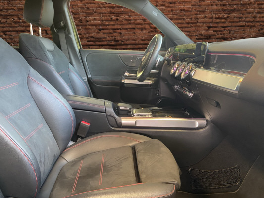 [all]12 Monate Garantie / Gratisservice 10 Jahre oder 100'000 Km ab 1.Inv. / zzgl. Ablieferungspauschale CHF 540.-[/all]


[all]

[/all]&nbsp; AMG SportpedalanlageDekor: Zierelemente mit CarbonstrukturEASY-PACK-HeckklappeFahrzeugschl&uuml;ssel mit dekorativer ChromeinfassungGarantie: 3 Jahre oder 100'000 kmGep&auml;cknetze an beiden VordersitzenGetriebe: 7G-DCTKraftstofftank 60 LiterLicht: Drittes BremslichtLicht: LED High Performance-ScheinwerferPaket: Komfort-PaketPolster: Ledernachbildung ARTICO/Mikrofaser DINAMICA schwarzR&auml;der: AMG Leichtmetallr&auml;der 19" im 5-Speichen-DesignZentralverriegelung mit Fernbedienung und automatischer T&uuml;rverriegelung AMG Fussmatten mit AMG SchriftzugAmbientebeleuchtungAssist: Aktiver BremssassistentAssist: Aktiver Spurhalte-AssistentDachhimmel schwarzKlima: Klimatisierungsautomatik THERMOTRONICLackierung: Metallic-LackierungLenkrad: Multifunktions-Sportlenkrad in Leder NappaLicht: MULTIBEAM LED ScheinwerferPaket: Advantage-PaketMedia: FestplattennavigationMedia: Media-DisplayPaket: Park-Paket mit R&uuml;ckfahrkameraPaket: Spiegel-PaketPaket: Spiegel-PaketInnen- und Aussenspiegel automatischR&auml;der: SommerreifenSitze: SportsitzeSitze: Vordersitze heizbarVolldigitales Instrumenten-Display
