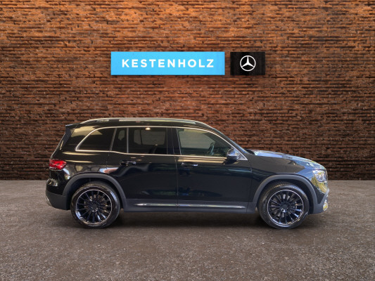 [all]12 Monate Garantie / Gratisservice 10 Jahre oder 100'000 Km ab 1.Inv. / zzgl. Ablieferungspauschale CHF 540.-[/all]


[all]

[/all]&nbsp; AMG SportpedalanlageDekor: Zierelemente mit CarbonstrukturEASY-PACK-HeckklappeFahrzeugschl&uuml;ssel mit dekorativer ChromeinfassungGarantie: 3 Jahre oder 100'000 kmGep&auml;cknetze an beiden VordersitzenGetriebe: 7G-DCTKraftstofftank 60 LiterLicht: Drittes BremslichtLicht: LED High Performance-ScheinwerferPaket: Komfort-PaketPolster: Ledernachbildung ARTICO/Mikrofaser DINAMICA schwarzR&auml;der: AMG Leichtmetallr&auml;der 19" im 5-Speichen-DesignZentralverriegelung mit Fernbedienung und automatischer T&uuml;rverriegelung AMG Fussmatten mit AMG SchriftzugAmbientebeleuchtungAssist: Aktiver BremssassistentAssist: Aktiver Spurhalte-AssistentDachhimmel schwarzKlima: Klimatisierungsautomatik THERMOTRONICLackierung: Metallic-LackierungLenkrad: Multifunktions-Sportlenkrad in Leder NappaLicht: MULTIBEAM LED ScheinwerferPaket: Advantage-PaketMedia: FestplattennavigationMedia: Media-DisplayPaket: Park-Paket mit R&uuml;ckfahrkameraPaket: Spiegel-PaketPaket: Spiegel-PaketInnen- und Aussenspiegel automatischR&auml;der: SommerreifenSitze: SportsitzeSitze: Vordersitze heizbarVolldigitales Instrumenten-Display