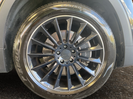[all]12 Monate Garantie / Gratisservice 10 Jahre oder 100'000 Km ab 1.Inv. / zzgl. Ablieferungspauschale CHF 540.-[/all]


[all]

[/all]&nbsp; AMG SportpedalanlageDekor: Zierelemente mit CarbonstrukturEASY-PACK-HeckklappeFahrzeugschl&uuml;ssel mit dekorativer ChromeinfassungGarantie: 3 Jahre oder 100'000 kmGep&auml;cknetze an beiden VordersitzenGetriebe: 7G-DCTKraftstofftank 60 LiterLicht: Drittes BremslichtLicht: LED High Performance-ScheinwerferPaket: Komfort-PaketPolster: Ledernachbildung ARTICO/Mikrofaser DINAMICA schwarzR&auml;der: AMG Leichtmetallr&auml;der 19" im 5-Speichen-DesignZentralverriegelung mit Fernbedienung und automatischer T&uuml;rverriegelung AMG Fussmatten mit AMG SchriftzugAmbientebeleuchtungAssist: Aktiver BremssassistentAssist: Aktiver Spurhalte-AssistentDachhimmel schwarzKlima: Klimatisierungsautomatik THERMOTRONICLackierung: Metallic-LackierungLenkrad: Multifunktions-Sportlenkrad in Leder NappaLicht: MULTIBEAM LED ScheinwerferPaket: Advantage-PaketMedia: FestplattennavigationMedia: Media-DisplayPaket: Park-Paket mit R&uuml;ckfahrkameraPaket: Spiegel-PaketPaket: Spiegel-PaketInnen- und Aussenspiegel automatischR&auml;der: SommerreifenSitze: SportsitzeSitze: Vordersitze heizbarVolldigitales Instrumenten-Display