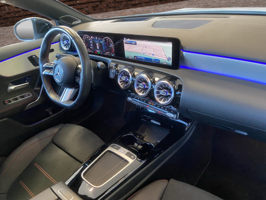 [all]12 Monate Garantie / Gratisservice 10 Jahre oder 100'000 Km ab 1.Inv. / zzgl. Ablieferungspauschale CHF 540.-[/all]


[all]

[/all]&nbsp; Airbag: Airbag Fahrer und BeifahrerAirbag: KneebagAirbag: Seitenairbag f&uuml;r Fahrer und BeifahrerAirbag: Window-KopfairbagsAntiblockiersystem (ABS)Assist: Aktiver BremssassistentAssist: Aktiver Spurhalte-AssistentAssist: Mercedes-Benz NotrufsystemAssist: TempomatBordkantenzierstab in Chrom und Fensterlinienzierstab in Schwarz mattDekor: Dachhimmel Stoff in KristallgrauDekor: Zierelemente mit CarbonschliffElektronisches Stabilit&auml;ts-Programm (ESP)Fahrwerk: DirektlenkungFahrwerk: KomfortfahrwerkFussmatten VeloursGetriebe: 8G-DCTHecksch&uuml;rze mit unterem Teil in Schwarz mit genarbtem FinishKlima: Klimatisierungsautomatik THERMATICK&uuml;hlergrill mit Mercedes-Benz Muster in Hochglanzschwarz, mittiger Mercedes-Stern und EinzellamelleLackierung: Uni-LackierungL&uuml;ftungsschlitze in HochglanzschwarzMERCEDES-BENZ MOBILIT&Auml;TMERCEDES-SWISS-INTEGRALMedia: Digitales Radio (DAB)Media: Kommunikationsmodul (LTE) zur Nutzung von Mercedes me connect DienstenMedia: MBUX MultimediasystemPaket: Licht- und SichtpaketPolster: ARTICO/Stoff schwarzRemote ServicesR&auml;der: Leichtmetallr&auml;der im 10-Speichen-DesignR&auml;der: ReifendruckkontrolleSeitenschweller in Schwarz mit genarbtem FinishSitze: Sitzlehnen im Fond klappbar im Verh&auml;ltnis 40:20:40T&uuml;rschweller mit &laquo;Mercedes-Benz&raquo; Schriftzug Assist: Verkehrszeichen-AssistentDunkel get&ouml;nte W&auml;rmeschutzverglasungLackierung: Metallic-LackierungLicht: MULTIBEAM LED ScheinwerferMedia: Burmester Surround SoundsystemMedia: Smartphone-IntergrationPaket: AMG Line Premium PlusAssist: Totwinkel-AssistentBeleuchtete T&uuml;rschwellerDigitales KombiinstrumentKlima: Klimatisierungsautomatik THERMOTRONICLenkrad: AMG Performance Lenkrad in Leder NappaMBUX Interieur-AssistentMedia: Head-Up DisplayMedia: MBUX Augmented Reality f&uuml;r NavigationMedia: MBUX EntertainmentMedia: Soundsystem AdvancedPaket: AMG LinePaket: PROGRESSIVE Line Advanced PlusPaket: Park-Paket mit 360&deg; -KameraPanorama-SchiebedachSitze: Beifahrersitz elektrisch verstellbar mit Memory-FunktionSitze: Fahrersitz elektrisch verstellbar mit MemorySportbremsanlage