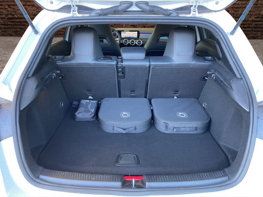 [all]12 Monate Garantie / Gratisservice 10 Jahre oder 100'000 Km ab 1.Inv. / zzgl. Ablieferungspauschale CHF 540.-[/all]


[all]

[/all]&nbsp; Airbag: Airbag Fahrer und BeifahrerAirbag: KneebagAirbag: Seitenairbag f&uuml;r Fahrer und BeifahrerAirbag: Window-KopfairbagsAntiblockiersystem (ABS)Assist: Aktiver BremssassistentAssist: Aktiver Spurhalte-AssistentAssist: Mercedes-Benz NotrufsystemAssist: TempomatBordkantenzierstab in Chrom und Fensterlinienzierstab in Schwarz mattDekor: Dachhimmel Stoff in KristallgrauDekor: Zierelemente mit CarbonschliffElektronisches Stabilit&auml;ts-Programm (ESP)Fahrwerk: DirektlenkungFahrwerk: KomfortfahrwerkFussmatten VeloursGetriebe: 8G-DCTHecksch&uuml;rze mit unterem Teil in Schwarz mit genarbtem FinishKlima: Klimatisierungsautomatik THERMATICK&uuml;hlergrill mit Mercedes-Benz Muster in Hochglanzschwarz, mittiger Mercedes-Stern und EinzellamelleLackierung: Uni-LackierungL&uuml;ftungsschlitze in HochglanzschwarzMERCEDES-BENZ MOBILIT&Auml;TMERCEDES-SWISS-INTEGRALMedia: Digitales Radio (DAB)Media: Kommunikationsmodul (LTE) zur Nutzung von Mercedes me connect DienstenMedia: MBUX MultimediasystemPaket: Licht- und SichtpaketPolster: ARTICO/Stoff schwarzRemote ServicesR&auml;der: Leichtmetallr&auml;der im 10-Speichen-DesignR&auml;der: ReifendruckkontrolleSeitenschweller in Schwarz mit genarbtem FinishSitze: Sitzlehnen im Fond klappbar im Verh&auml;ltnis 40:20:40T&uuml;rschweller mit &laquo;Mercedes-Benz&raquo; Schriftzug Assist: Verkehrszeichen-AssistentDunkel get&ouml;nte W&auml;rmeschutzverglasungLackierung: Metallic-LackierungLicht: MULTIBEAM LED ScheinwerferMedia: Burmester Surround SoundsystemMedia: Smartphone-IntergrationPaket: AMG Line Premium PlusAssist: Totwinkel-AssistentBeleuchtete T&uuml;rschwellerDigitales KombiinstrumentKlima: Klimatisierungsautomatik THERMOTRONICLenkrad: AMG Performance Lenkrad in Leder NappaMBUX Interieur-AssistentMedia: Head-Up DisplayMedia: MBUX Augmented Reality f&uuml;r NavigationMedia: MBUX EntertainmentMedia: Soundsystem AdvancedPaket: AMG LinePaket: PROGRESSIVE Line Advanced PlusPaket: Park-Paket mit 360&deg; -KameraPanorama-SchiebedachSitze: Beifahrersitz elektrisch verstellbar mit Memory-FunktionSitze: Fahrersitz elektrisch verstellbar mit MemorySportbremsanlage