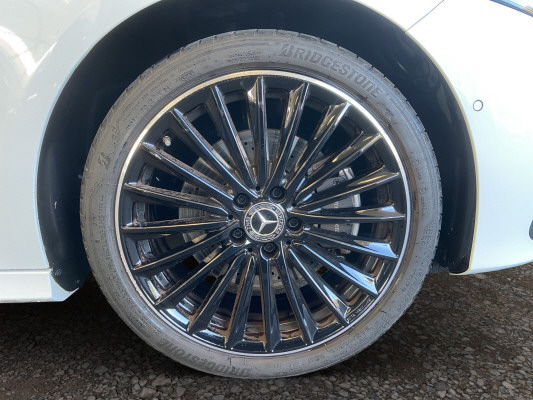 [all]12 Monate Garantie / Gratisservice 10 Jahre oder 100'000 Km ab 1.Inv. / zzgl. Ablieferungspauschale CHF 540.-[/all]


[all]

[/all]&nbsp; Airbag: Airbag Fahrer und BeifahrerAirbag: KneebagAirbag: Seitenairbag f&uuml;r Fahrer und BeifahrerAirbag: Window-KopfairbagsAntiblockiersystem (ABS)Assist: Aktiver BremssassistentAssist: Aktiver Spurhalte-AssistentAssist: Mercedes-Benz NotrufsystemAssist: TempomatBordkantenzierstab in Chrom und Fensterlinienzierstab in Schwarz mattDekor: Dachhimmel Stoff in KristallgrauDekor: Zierelemente mit CarbonschliffElektronisches Stabilit&auml;ts-Programm (ESP)Fahrwerk: DirektlenkungFahrwerk: KomfortfahrwerkFussmatten VeloursGetriebe: 8G-DCTHecksch&uuml;rze mit unterem Teil in Schwarz mit genarbtem FinishKlima: Klimatisierungsautomatik THERMATICK&uuml;hlergrill mit Mercedes-Benz Muster in Hochglanzschwarz, mittiger Mercedes-Stern und EinzellamelleLackierung: Uni-LackierungL&uuml;ftungsschlitze in HochglanzschwarzMERCEDES-BENZ MOBILIT&Auml;TMERCEDES-SWISS-INTEGRALMedia: Digitales Radio (DAB)Media: Kommunikationsmodul (LTE) zur Nutzung von Mercedes me connect DienstenMedia: MBUX MultimediasystemPaket: Licht- und SichtpaketPolster: ARTICO/Stoff schwarzRemote ServicesR&auml;der: Leichtmetallr&auml;der im 10-Speichen-DesignR&auml;der: ReifendruckkontrolleSeitenschweller in Schwarz mit genarbtem FinishSitze: Sitzlehnen im Fond klappbar im Verh&auml;ltnis 40:20:40T&uuml;rschweller mit &laquo;Mercedes-Benz&raquo; Schriftzug Assist: Verkehrszeichen-AssistentDunkel get&ouml;nte W&auml;rmeschutzverglasungLackierung: Metallic-LackierungLicht: MULTIBEAM LED ScheinwerferMedia: Burmester Surround SoundsystemMedia: Smartphone-IntergrationPaket: AMG Line Premium PlusAssist: Totwinkel-AssistentBeleuchtete T&uuml;rschwellerDigitales KombiinstrumentKlima: Klimatisierungsautomatik THERMOTRONICLenkrad: AMG Performance Lenkrad in Leder NappaMBUX Interieur-AssistentMedia: Head-Up DisplayMedia: MBUX Augmented Reality f&uuml;r NavigationMedia: MBUX EntertainmentMedia: Soundsystem AdvancedPaket: AMG LinePaket: PROGRESSIVE Line Advanced PlusPaket: Park-Paket mit 360&deg; -KameraPanorama-SchiebedachSitze: Beifahrersitz elektrisch verstellbar mit Memory-FunktionSitze: Fahrersitz elektrisch verstellbar mit MemorySportbremsanlage