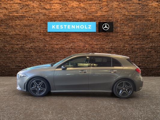 [all]12 Monate Garantie / Gratisservice 10 Jahre oder 100'000 Km ab 1.Inv. / zzgl. Ablieferungspauschale CHF 540.-[/all]


[all]

[/all]&nbsp; AMG Leichtmetallr&auml;der im 5-Doppelspei-Ablagen in den T&uuml;renAirbag: Airbag Fahrer und BeifahrerAirbag: Automatische Beifahrerairbag-AbschaltungAirbag: Knie-Airbag f&uuml;r FahrerAirbag: Seitenairbag f&uuml;r Fahrer und BeifahrerAirbag: Window-KopfairbagsAntiblockiersystem (ABS)Antriebsschlupfregelung (ASR)Assist: Aktiver BremssassistentAssist: NotrufsystemAssist: SpurhalteassistentAssist: Transparente MotorhaubeAssist:Reifendruck-KontrollanzeigeAssist:Tempomat mit variabler Geschwindigkeits-Auspuffblende, verchromtAussenspiegel in HochglanzschwarzBremsassistent (BAS)BremsbelagverschleissDYNAMIC SELECT SchalterDekor: Bordkantenzierstab in ChromDekor: Dachhimmel schwarzDiamantgrillDoppelcupholder vorneDrittes Bremslicht LEDECO Start-Stopp-FunktionEinstiegsschienen vorne mit LogoElektronisches Stabilit&auml;ts-Programm (ESP)Getriebe: Sequentielles 7-Gang-Getriebe mitHeckscheibenheizungHeckscheibenwischerH&ouml;henverstellbare Gurten vorneKEYLESS GO Start FunktionKatalysator geregeltKlima:Klimatisierungsautomatik THERMOTRONICKomfortfahrwerk mit TieferlegungKommunikationsmodulK&uuml;hlergrill schwarz gl&auml;nzendLackierung: Uni-LackierungLenkrad:Multifunktions-Sportlenkrad in Leder NappaLicht: LED Blinker im AussenspiegelLicht: LED High Performance-ScheinwerferLicht: LED-TagfahrlichtLicht: NebelschlussleuchteLicht:Adaptives BremslichtLicht:HalogenscheinwerferMake up-Spiegel linksMake up-Spiegel rechtsMedia: Digitaler Radioempfang (DAB/DAB+)Polster: Ledernachbildung ARTICO/Stoff zweifarbigRegensensor f&uuml;r Scheibenwischer vorneR&auml;der:Reifenreparatur-Set mit KompressorScheibenwischer vorne mit IntervallSeitenschwellerverkleidung in Wagen-Servolenkung geschwindigkeitsabh&auml;ngigSitzbelegungserkennung f&uuml;r BeifahrersitzSitze: 3-Punkt-Sicherheitsgurte auf allen Pl&auml;tzenSitze:Gurtstraffer vorneSitze:ISOFIX-Befestigungspunkte f&uuml;r KindersitzSitze:Komfortsitze vorneSitze:Kopfst&uuml;tzen hinten h&ouml;henverstellbarSitze:Sportsitze vorneSteckdose 12-Volt- vorneStossstangen in WagenfarbeTouchpadT&uuml;rgriffe aussen in WagenfarbeWegfahrsperre elektronischW&auml;rmed&auml;mmendes Glas, ab B-S&auml;ule dunkel get&ouml;ntZentralverriegelung mit Fernbedienung und automatischer T&uuml;rverriegelung AMG VeloursfussmattenAblagefach mit Rollo in MittelkonsoleAssist:Real Time Traffic InformationDekor: Zierelemente Aluminium mit L&auml;ngsschliff hellEntfall Typenbezeichnung auf HeckdeckelInnen- und Aussenspiegel automatischLackierung: Metallic-LackierungLicht- und SichtpaketMedia: Erweiterte NavigationsdiensteMedia: SoundsystemMedia: Vorr&uuml;stung f&uuml;r Konnektivit&auml;ts-Paket NavigationMedia:HDD Festplatten NavigationssystemPaket: Park-Paket mit R&uuml;ckfahrkameraPolsterung Ledernachbildung ARTICO /Premium-PaketArmlehne im Fond klapp- und (entnehmbar)Assist: Aktiver Parkassistent inkl. PARKTRONICInnen- und Aussenspiegel automatischKEYLESS GO Zugangs- und FahrberechtigungLicht: Ambientebeleuchtung Multi-ColourMedia: Media-DisplayMedia: SoundsystemMedia:HDD Festplatten NavigationssystemSitze: Vordersitze heizbarVolldigitales Instrumenten-DisplaySitze: R&uuml;cksitzlehne geteilt abklappbarSitze: Vordersitze heizbarSitzkomfort-PaketVolldigitales Instrumenten-Display