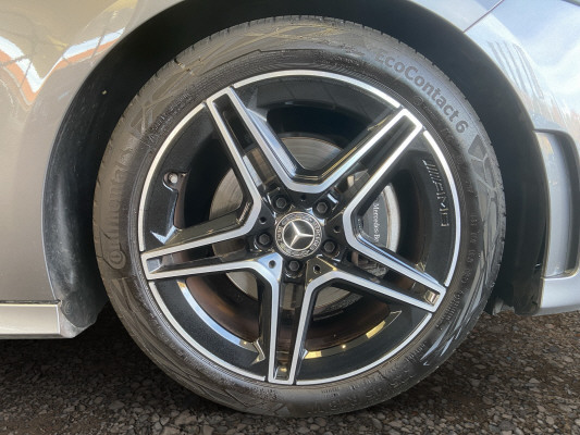 [all]12 Monate Garantie / Gratisservice 10 Jahre oder 100'000 Km ab 1.Inv. / zzgl. Ablieferungspauschale CHF 540.-[/all]


[all]

[/all]&nbsp; AMG Leichtmetallr&auml;der im 5-Doppelspei-Ablagen in den T&uuml;renAirbag: Airbag Fahrer und BeifahrerAirbag: Automatische Beifahrerairbag-AbschaltungAirbag: Knie-Airbag f&uuml;r FahrerAirbag: Seitenairbag f&uuml;r Fahrer und BeifahrerAirbag: Window-KopfairbagsAntiblockiersystem (ABS)Antriebsschlupfregelung (ASR)Assist: Aktiver BremssassistentAssist: NotrufsystemAssist: SpurhalteassistentAssist: Transparente MotorhaubeAssist:Reifendruck-KontrollanzeigeAssist:Tempomat mit variabler Geschwindigkeits-Auspuffblende, verchromtAussenspiegel in HochglanzschwarzBremsassistent (BAS)BremsbelagverschleissDYNAMIC SELECT SchalterDekor: Bordkantenzierstab in ChromDekor: Dachhimmel schwarzDiamantgrillDoppelcupholder vorneDrittes Bremslicht LEDECO Start-Stopp-FunktionEinstiegsschienen vorne mit LogoElektronisches Stabilit&auml;ts-Programm (ESP)Getriebe: Sequentielles 7-Gang-Getriebe mitHeckscheibenheizungHeckscheibenwischerH&ouml;henverstellbare Gurten vorneKEYLESS GO Start FunktionKatalysator geregeltKlima:Klimatisierungsautomatik THERMOTRONICKomfortfahrwerk mit TieferlegungKommunikationsmodulK&uuml;hlergrill schwarz gl&auml;nzendLackierung: Uni-LackierungLenkrad:Multifunktions-Sportlenkrad in Leder NappaLicht: LED Blinker im AussenspiegelLicht: LED High Performance-ScheinwerferLicht: LED-TagfahrlichtLicht: NebelschlussleuchteLicht:Adaptives BremslichtLicht:HalogenscheinwerferMake up-Spiegel linksMake up-Spiegel rechtsMedia: Digitaler Radioempfang (DAB/DAB+)Polster: Ledernachbildung ARTICO/Stoff zweifarbigRegensensor f&uuml;r Scheibenwischer vorneR&auml;der:Reifenreparatur-Set mit KompressorScheibenwischer vorne mit IntervallSeitenschwellerverkleidung in Wagen-Servolenkung geschwindigkeitsabh&auml;ngigSitzbelegungserkennung f&uuml;r BeifahrersitzSitze: 3-Punkt-Sicherheitsgurte auf allen Pl&auml;tzenSitze:Gurtstraffer vorneSitze:ISOFIX-Befestigungspunkte f&uuml;r KindersitzSitze:Komfortsitze vorneSitze:Kopfst&uuml;tzen hinten h&ouml;henverstellbarSitze:Sportsitze vorneSteckdose 12-Volt- vorneStossstangen in WagenfarbeTouchpadT&uuml;rgriffe aussen in WagenfarbeWegfahrsperre elektronischW&auml;rmed&auml;mmendes Glas, ab B-S&auml;ule dunkel get&ouml;ntZentralverriegelung mit Fernbedienung und automatischer T&uuml;rverriegelung AMG VeloursfussmattenAblagefach mit Rollo in MittelkonsoleAssist:Real Time Traffic InformationDekor: Zierelemente Aluminium mit L&auml;ngsschliff hellEntfall Typenbezeichnung auf HeckdeckelInnen- und Aussenspiegel automatischLackierung: Metallic-LackierungLicht- und SichtpaketMedia: Erweiterte NavigationsdiensteMedia: SoundsystemMedia: Vorr&uuml;stung f&uuml;r Konnektivit&auml;ts-Paket NavigationMedia:HDD Festplatten NavigationssystemPaket: Park-Paket mit R&uuml;ckfahrkameraPolsterung Ledernachbildung ARTICO /Premium-PaketArmlehne im Fond klapp- und (entnehmbar)Assist: Aktiver Parkassistent inkl. PARKTRONICInnen- und Aussenspiegel automatischKEYLESS GO Zugangs- und FahrberechtigungLicht: Ambientebeleuchtung Multi-ColourMedia: Media-DisplayMedia: SoundsystemMedia:HDD Festplatten NavigationssystemSitze: Vordersitze heizbarVolldigitales Instrumenten-DisplaySitze: R&uuml;cksitzlehne geteilt abklappbarSitze: Vordersitze heizbarSitzkomfort-PaketVolldigitales Instrumenten-Display