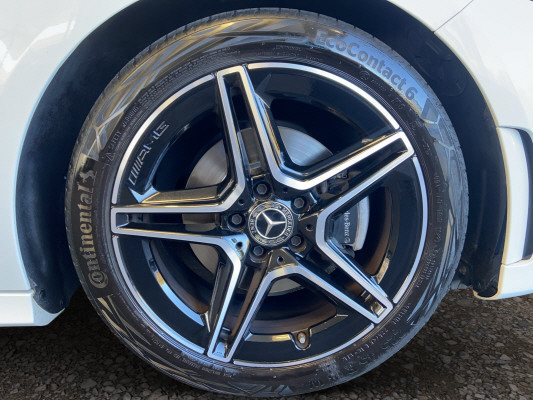 [all]12 Monate Garantie / Gratisservice 10 Jahre oder 100'000 Km ab 1.Inv. / zzgl. Ablieferungspauschale CHF 540.-[/all]


[all]

[/all]&nbsp; AMG Hecksch&uuml;rze mit Chromzierelement und sichtbaren EndrohrblendenAMG VeloursfussmattenAirbag: Airbag Fahrer und BeifahrerAirbag: Automatische Beifahrerairbag-AbschaltungAirbag: Knie-Airbag f&uuml;r FahrerAirbag: Sidebags f&uuml;r Fahrer und Beifahrer (kombinierte Thorax-Pelvis-Airbags)Airbag: Window-KopfairbagsAntiblockiersystem (ABS)Assist: Aktiver BremssassistentAssist: Aktiver Spurhalte-AssistentAssist: Mercedes-Benz NotrufsystemAssist: R&uuml;ckfahrkameraAssist: TEMPOMAT mit LimiterDYNAMIC SELECTDoppelcupholder vorneElektronisches Stabilit&auml;ts-Programm (ESP) mit Antriebsschlupfregel ASRErste-Hilfe-Kasten und WarndreieckGarantie: MERCEDES-SWISS-INTEGRAL PaketGetriebe: Automatisches Doppelkupplungsgetriebe 7G-DCTKlima: Klimatisierungsautomatik THERMATICLicht- und SichtpaketMERCEDES-BENZ MOBILIT&Auml;TMERCEDES-SWISS-INTEGRALMedia: Kommunikationsmodul (LTE) zur Nutzung von Mercedes me connect DienstenMedia: TouchpadMedia: Vorr&uuml;stung f&uuml;r digitales RadioParameterlenkungPolster: Ledernachbildung ARTICO/Mikrofaser DINAMICARegensensor f&uuml;r Scheibenwischer vorneReifendruck-KontrollanzeigeRemote ServicesR&auml;der: AMG Leichtmetallr&auml;der im 5-Doppelspeichen Design 18JR&auml;der: Reifenreparatur-Set (Tire Fit)Sitze: Vordersitze manuell verstellbar Assist: VerkehrszeichenerkennungDachhimmel schwarzEntfall Typenbezeichnung auf HeckdeckelGep&auml;cktrennnetzInnenspiegel und Aussenspiegel links automatisch abblendendKlima: Klimatisierungsautomatik THERMOTRONICLackierung: Metallic-LackierungLicht: Adaptiver Fernlicht-Assistent PlusMedia: Smartphone-IntergrationPaket: Fahrassistenz-Paket ohne PRE-SAFEAssist: Aktiver Geschwindigkeitslimit-AssistentAssist: Aktiver Lenk-AssistentAssist: Aktiver Spurwechsel-AssistentAssist: Streckenbasierte GeschwindigkeitsanpassungPaket: Laderaum-PaketPaket: Premium-Plus-PaketMedia: 10-Zoll-Media-DisplayPaket: KEYLESS-GO Komfort-PaketPaket: Spiegel-PaketPaket: Spiegel-PaketPaket: Sport-Paket Black f&uuml;r AMG LineAussenspiegel in HochglanzschwarzDiamantgrill mit verchromten Pins und LamelleSitze: Mittelarmlehne hintenSitze: R&uuml;cksitzlehne geteilt abklappbarVorbereitung f&uuml;r Anh&auml;ngevorrichtungW&auml;rmed&auml;mmendes Glas, ab B-S&auml;ule dunkel get&ouml;nt