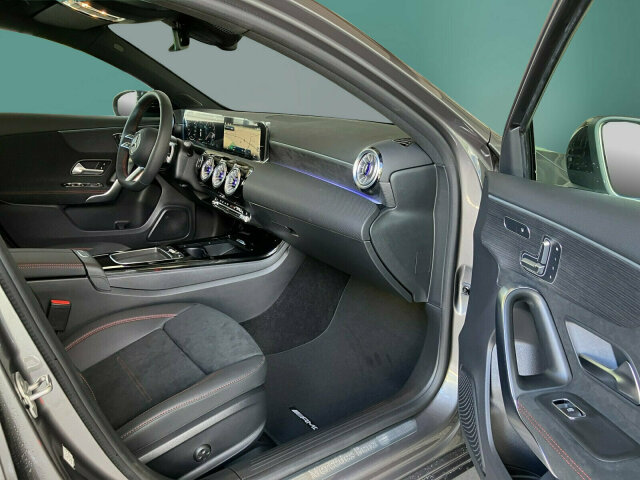 Interne Fahrzeugnr.:: 0522569156Ausstattungslinien und -Pakete:  Advanced-Plus-Paket mit  Digitalen Extras,   AMG Line,   AMG Line Advanced Plus,   AMG Styling,   Digitales Extra: Individualisierungs-Paket,   Laderaum-Paket,   Licht- und Sicht-Paket,   Night-Paket,   Park-Paket mit 360 Grad-Kamera,   Sitzkomfort-Paket,   Spiegel-Paket,   USB-Paket Plus,   Winter-PaketExterieur:  AIRPANEL,   Anhängevorrichtung mit ESP® Anhängerstabilisierung,   Außenspiegel elektrisch anklappbar,   Digitales Extra: Sportlicher Motorsound,   Gummigelagertes Lenkgetriebe,   Multibeam LED,   Scheibenwaschanlage beheizt,   Scheibenwischer mit Regensensor,   Sportbremsanlage,   Umfeldbeleuchtung mit Projektion des Markenlogos,   Verbundlenkerachse,   Wärmedämmend dunkel getöntes GlasInterieur:  4-Wege-Lordosenstütze,   12V-Steckdose im Gepäckraum,   Ablagefach in Mittelkonsole mit Rollo,   Ambientebeleuchtung,   Armlehne im Fond,   Bedienungsanleitung und Serviceinformation - deutsch,   Doppelcupholder,   Gepäcknetz an Fahrer- und Beifahrerlehne,   Innenhimmel Stoff schwarz,   Innenspiegel automatisch abblendend,   Klimatisierungsautomatik THERMATIC,   Sitzheizung für Fahrer und Beifahrer,   Sitzlehnen im Fond klappbar,   Sonnenblende mit beleuchtetem Make-up-Spiegel,   Sportsitze,   Stoff / Kunstleder / Mikrofaser,   Zierelemente Holz Linde schwarz offenporigMultimedia:  3 Jahre kostenfreie Navigations-Updates für Kartendaten,   Central Media Display,   Digitales Extra: Android Auto,   Digitales Extra: Apple CarPlay,   Digitales Extra: Erweiterte Funktionen MBUX,   Digitales Extra: Festplatten-Navigation,   Digitales Extra: MBUX Navigation Premium,   Digitales Extra: Remote Services,   Digitales Extra: Smartphone Integration,   Digitales Extra: Vorrüstung für Live Traffic Information,   Digitales Extra: Vorrüstung für Navigationsdienste,   Digitales Radio,   GPS-Antenne,   Kabelloses Ladesystem für mobile Endgeräte vorn,   Kommunikationsmodul (LTE) für die Nutzung von Mercedes me connect Diensten,   MBUX Multimediasystem,   Mercedes-Benz Notrufsystem,   Sprache Kombiinstrument - deutsch,   Volldigitales Instrumenten-Display,   Vorrüstung für digitale Schlüsselübergabe,   Vorrüstung für digitales RadioKomfort und Umwelt:  7G-DCT,   360°-Kamera,   Abgasnorm EU6,   Adaptiver Fernlicht Assistent plus,   Aktiver Park-Assistent mit PARKTRONIC,   Aktiver Spurhalte-Assistent,   Digitales Extra: Verkehrszeichen-Assistent,   Direktlenkung,   Dynamic Select,   Fahrersitz elektrisch einstellbar mit Memory-Funktion,   Galvanisierte Lenkradschaltpaddles,   i-Size Kindersitzbefestigung,   Keyless-Go,   Komfortfahrwerk mit Tieferlegung,   Lenkradheizung,   Multifunktions-Sportlenkrad in Leder Nappa,   Passive Personenanwesenheitserinnerung,   Standheizung,   Totwinkel-Assistent,   Vordersitz rechts elektrisch verstellbar mit Memory-Funktion,   Vorrüstung für DISTRONICSicherheit:  Aktiver Abstands-Assistent DISTRONIC,   Aktiver Brems-Assistent,   Ausstiegswarnfunktion,   Automatische Beifahrerairbag-Abschaltung,   Einbruch- und Diebstahlwarnanlage mit Vorrüstung für Kollisionserkennung,   Fingerabdrucksensor,   Fondgurt-Statusanzeige im Kombiinstrument,   Fußgängerschutz,   GUARD 360° Fahrzeugschutz Plus mit Digitalen Extras,   Innenraumabsicherung,   Kneebag,   Lenkradbedienung für Aktiven Abstands-Assistent DISTRONIC,   Reifendruckkontrolle (RDK),   Vorrüstung für GUARD 360° Services,   Warnweste für FahrerWeiteres: Fahrzeug mit Haltedauer! Abgabe frühestens 90 Tage nach Erstzulassung! PRODUKTIONSSTANDORT FAHRZEUG RASTATT,   Vorteilsangebot.