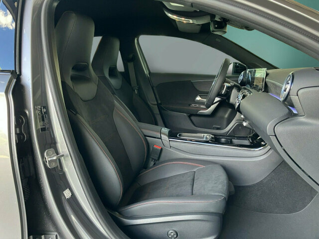 Interne Fahrzeugnr.:: 0522569156Ausstattungslinien und -Pakete:  Advanced-Plus-Paket mit  Digitalen Extras,   AMG Line,   AMG Line Advanced Plus,   AMG Styling,   Digitales Extra: Individualisierungs-Paket,   Laderaum-Paket,   Licht- und Sicht-Paket,   Night-Paket,   Park-Paket mit 360 Grad-Kamera,   Sitzkomfort-Paket,   Spiegel-Paket,   USB-Paket Plus,   Winter-PaketExterieur:  AIRPANEL,   Anhängevorrichtung mit ESP® Anhängerstabilisierung,   Außenspiegel elektrisch anklappbar,   Digitales Extra: Sportlicher Motorsound,   Gummigelagertes Lenkgetriebe,   Multibeam LED,   Scheibenwaschanlage beheizt,   Scheibenwischer mit Regensensor,   Sportbremsanlage,   Umfeldbeleuchtung mit Projektion des Markenlogos,   Verbundlenkerachse,   Wärmedämmend dunkel getöntes GlasInterieur:  4-Wege-Lordosenstütze,   12V-Steckdose im Gepäckraum,   Ablagefach in Mittelkonsole mit Rollo,   Ambientebeleuchtung,   Armlehne im Fond,   Bedienungsanleitung und Serviceinformation - deutsch,   Doppelcupholder,   Gepäcknetz an Fahrer- und Beifahrerlehne,   Innenhimmel Stoff schwarz,   Innenspiegel automatisch abblendend,   Klimatisierungsautomatik THERMATIC,   Sitzheizung für Fahrer und Beifahrer,   Sitzlehnen im Fond klappbar,   Sonnenblende mit beleuchtetem Make-up-Spiegel,   Sportsitze,   Stoff / Kunstleder / Mikrofaser,   Zierelemente Holz Linde schwarz offenporigMultimedia:  3 Jahre kostenfreie Navigations-Updates für Kartendaten,   Central Media Display,   Digitales Extra: Android Auto,   Digitales Extra: Apple CarPlay,   Digitales Extra: Erweiterte Funktionen MBUX,   Digitales Extra: Festplatten-Navigation,   Digitales Extra: MBUX Navigation Premium,   Digitales Extra: Remote Services,   Digitales Extra: Smartphone Integration,   Digitales Extra: Vorrüstung für Live Traffic Information,   Digitales Extra: Vorrüstung für Navigationsdienste,   Digitales Radio,   GPS-Antenne,   Kabelloses Ladesystem für mobile Endgeräte vorn,   Kommunikationsmodul (LTE) für die Nutzung von Mercedes me connect Diensten,   MBUX Multimediasystem,   Mercedes-Benz Notrufsystem,   Sprache Kombiinstrument - deutsch,   Volldigitales Instrumenten-Display,   Vorrüstung für digitale Schlüsselübergabe,   Vorrüstung für digitales RadioKomfort und Umwelt:  7G-DCT,   360°-Kamera,   Abgasnorm EU6,   Adaptiver Fernlicht Assistent plus,   Aktiver Park-Assistent mit PARKTRONIC,   Aktiver Spurhalte-Assistent,   Digitales Extra: Verkehrszeichen-Assistent,   Direktlenkung,   Dynamic Select,   Fahrersitz elektrisch einstellbar mit Memory-Funktion,   Galvanisierte Lenkradschaltpaddles,   i-Size Kindersitzbefestigung,   Keyless-Go,   Komfortfahrwerk mit Tieferlegung,   Lenkradheizung,   Multifunktions-Sportlenkrad in Leder Nappa,   Passive Personenanwesenheitserinnerung,   Standheizung,   Totwinkel-Assistent,   Vordersitz rechts elektrisch verstellbar mit Memory-Funktion,   Vorrüstung für DISTRONICSicherheit:  Aktiver Abstands-Assistent DISTRONIC,   Aktiver Brems-Assistent,   Ausstiegswarnfunktion,   Automatische Beifahrerairbag-Abschaltung,   Einbruch- und Diebstahlwarnanlage mit Vorrüstung für Kollisionserkennung,   Fingerabdrucksensor,   Fondgurt-Statusanzeige im Kombiinstrument,   Fußgängerschutz,   GUARD 360° Fahrzeugschutz Plus mit Digitalen Extras,   Innenraumabsicherung,   Kneebag,   Lenkradbedienung für Aktiven Abstands-Assistent DISTRONIC,   Reifendruckkontrolle (RDK),   Vorrüstung für GUARD 360° Services,   Warnweste für FahrerWeiteres: Fahrzeug mit Haltedauer! Abgabe frühestens 90 Tage nach Erstzulassung! PRODUKTIONSSTANDORT FAHRZEUG RASTATT,   Vorteilsangebot.