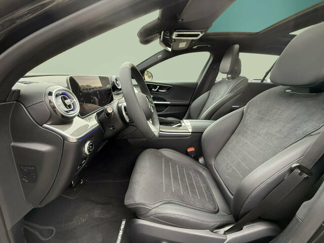 Interne Fahrzeugnr.:: 0522569185Kilometerstand kann aufgrund aktueller Nutzung abweichen.Ausstattungslinien und -Pakete:  Ablage-Paket,   Advanced-Plus-Paket mit  Digitalen Extras,   AMG Line Advanced Plus,   AMG Line Exterieur,   AMG Line Interieur,   AMG Styling,   Edition AMG-Line,   Innenraum-Lichtpaket,   Kofferraumkomfort-Paket,   Komfort-Paket Plus mit Digitalem Extra,   Memory-Paket,   Night-Paket,   Park-Paket mit 360 Grad-Kamera,   Spiegel-Paket,   USB-Paket Plus,   Winter-PaketExterieur:  45,7 cm (18") AMG Leichtmetallräder im 5-Speichen-Design,   Anhängevorrichtung mit ESP® Anhängerstabilisierung,   Außenspiegel elektrisch anklappbar,   Bremsanlage mit größeren Bremsscheiben an der Vorderachse,   Dachreling schwarz,   Diesel-Abgasreinigung mit SDPF,   DIGITAL LIGHT,   Einstiegsleisten mit "Mercedes-Benz" Schriftzug, beleuchtet und mit Wechselcover,   Kraftstoffbehälter mit 66 Liter Inhalt,   Kühlerverkleidung mit Mercedes-Benz Pattern,   Mild Hybrid Antrieb,   Produktschutz Teilschutz,   Scheibenwaschanlage beheizt,   Scheibenwischer mit Regensensor,   Umfeldbeleuchtung mit Projektion des Markenlogos,   Vorrüstung für Projektionsfunktion Animationen,   Vorrüstung für Projektionsfunktion für Linien,   Vorrüstung für Projektionsfunktion Symbole,   Wegfall Typkennzeichen auf Gepäckraumklappe,   Wärmedämmend dunkel getöntes GlasInterieur:  4-Wege-Lordosenstütze,   Ambientebeleuchtung,   AMG Fußmatten,   Bedienungsanleitung und Serviceinformation - deutsch,   Doppelcupholder,   Doppelrollo elektrisch fuer Gepäckraumabdeckung,   Innenhimmel Stoff schwarz,   Instrumententafel und Bordkanten in Ledernachbildung ARTICO in Nappaoptik,   Klimatisierungsautomatik THERMATIC,   Laderaumabdeckung inklusive EASY-PACK Sicherheitsnetz,   Mittelkonsole Metallstruktur,   Polsterung Ledernachbildung ARTICO / Mikrofaser MICROCUT,   Sitzheizung für Fahrer und Beifahrer,   Sitzlehnen im Fond klappbar,   Sportsitze,   Zierelemente MetallstrukturMultimedia:  3 Jahre kostenfreie Karten-Updates,   Ambientebeleuchtung Plus,   Android Auto,   Apple CarPlay,   Burmester® 3D-Surround-Soundsystem,   Digitales Extra: Erweiterte Funktionen MBUX,   Digitales Extra: Festplatten-Navigation,   Digitales Extra: MBUX Augmented Reality für Navigation,   Digitales Extra: MBUX Navigation Premium,   Digitales Extra: Remote Services,   Digitales Extra: Smartphone Integration,   Digitales Extra: Vorrüstung für Live Traffic Information,   Digitales Extra: Vorrüstung für Navigationsdienste,   Digitales Radio,   Fahrerdisplay,   Kabelloses Ladesystem für mobile Endgeräte vorn,   Kommunikationsmodul (LTE) für die Nutzung von Mercedes me connect Diensten,   MBUX Multimediasystem,   Mercedes-Benz Notrufsystem,   Soundpersonalisierung,   Vorrüstung für digitales Radio,   ZentraldisplayKomfort und Umwelt:  9G-TRONIC,   360°-Kamera,   Abgasreinigung EURO 6 Technik,   Adaptiver Fernlicht-Assistent Plus,   AGILITY CONTROL Fahrwerk mit selektivem Dämpfungssystem und Tieferlegung,   Aktiver Park-Assistent mit PARKTRONIC,   Aktiver Spurhalte-Assistent,   Beifahrersitz elektrisch einstellbar mit Memory-Funktion,   Digitales Extra: Digitaler Fahrzeugschlüssel für Smartphone,   Digitales Extra: Verkehrszeichen-Assistent,   Dynamic Select,   Easy-Pack Heckklappe,   Hands-Free Access,   i-Size Kindersitzbefestigung,   Innen- und Außenspiegel automatisch abblendend,   Keyless-Go,   KEYLESS-GO Start-Funktion,   Lenkradheizung,   Multifunktions-Sportlenkrad in Leder Nappa,   Panorama-Schiebedach,   Passive Personenanwesenheitserinnerung,   Totwinkel-Assistent,   Vordersitz links elektrisch verstellbar mit Memory-Funktion,   Vorrüstung für DISTRONICSicherheit:  Aktiver Brems-Assistent,   Automatische Beifahrerairbag-Abschaltung,   Digitales Extra: Aktiver Abstands-Assistent DISTRONIC,   Fahrerbeobachtungskamera,   Fingerabdrucksensor,   Fondgurt-Statusanzeige im Instrumenten-Display,   Fußgängerschutz,   Mittenairbag,   Reifendruckkontrolle (RDK)Weiteres: Fahrzeug mit Haltedauer! Abgabe frühestens 90 Tage nach Erstzulassung! Produktionsstandort Fahrzeug Bremen.