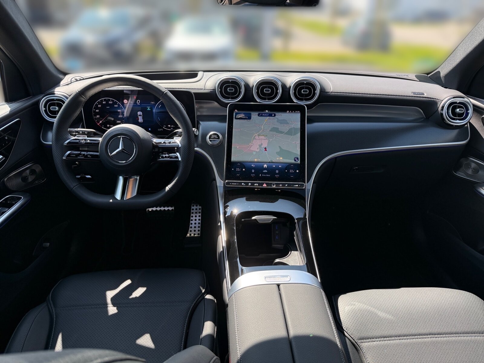 Ausstattungslinien und -Pakete:  Ablage-Paket,   AIR-BALANCE Paket,   AMG Line Exterieur:  AMG Line Interieur:  AMG Line Premium Plus,   AMG Styling:  Chrom-Paket,   Chrom-Paket Interieur,   Innenraum-Lichtpaket,   KEYLESS-GO Komfort-Paket mit Digitalem Extra,   Kofferraumkomfort-Paket:  Memory-Paket:  Night-Paket:  Park-Paket mit 360 Grad-Kamera:  Premium-Plus-Paket mit Digitalen Extras,   Spiegel-Paket:  Technik-Paket,   USB-Paket PlusExterieur:  48,3 cm (19") AMG Leichtmetallräder im 5-Speichen-Design:  Abgasanlage mit DPF Generation 2.0,   Anhängevorrichtung mit ESP® Anhängerstabilisierung:  Außenspiegel elektrisch anklappbar:  Buendler Mode 2-Kabel Haushalt,   Buendler Mode 3-Kabel,   Dachreling schwarz:  Diesel-Abgasreinigung mit SDPF,   Diesel-Abgasreinigungsanlage BlueTEC SCR Generation 4,   Digitales Extra: DIGITAL LIGHT mit Projektionsfunktion,   DIGITAL LIGHT:  Einstiegsleisten mit "Mercedes-Benz" Schriftzug, beleuchtet und mit Wechselcover,   Fahrzeugsteckdose,   Hybrid Batterie,   Identifikationsschild mit VIN-Nummer,   Kaufbatterie fuer EB/PB,   Ladevorrichtung On-Board-Lader (bis 11 kW),   Motor-Restwärmenutzung,   On-board DC-Lader,   Radlaufverbreiterung,   Radlaufverkleidungen in Wagenfarbe,   Scheibenwaschanlage beheizt,   Scheibenwischer mit Regensensor,   SPEED- + LOADINDEX 105 W XL + 107 W XL,   Steuercode für Aktionierungssteuerung WLTP,   Steuercode Umstellung WLTP mit RDE,   Trittbretter in Aluminium-Optik mit Gumminoppen,   Umfeldbeleuchtung mit Projektion des Markenlogos,   Vorrüstung für Projektionsfunktion Animationen,   Vorrüstung für Projektionsfunktion Symbole,   Wärmedämmend dunkel getöntes GlasInterieur:  12V-Steckdose im Gepäckraum,   Ambientebeleuchtung:  Bedienungsanleitung und Serviceinformation - deutsch,   Doppelcupholder:  Durchlademöglichkeit:  EASY-PACK Laderaumabdeckung:  ENERGIZING AIR CONTROL,   Innenhimmel Stoff schwarz,   Innenspiegel automatisch abblendend,   Instrumententafel und Bordkanten in Ledernachbildung ARTICO in Nappaoptik,   Klimatisierungsautomatik Thermotronic:  Komfortsitze:  Mittelkonsole in Schwarz hochglänzend,   Multikontursitze für Fahrer und Beifahrer,   Serviceintervall 25.000 km:  Trennnetz,   Wärme- und geräuschdämmendes Akustikglas,   Zierelemente Rautenoptik silbergrau:Multimedia:  Ambientebeleuchtung Plus,   Android Auto:  Apple CarPlay:  Burmester® 3D-Surround-Soundsystem:  Digitales Extra: Erweiterte Funktionen MBUX,   Digitales Extra: MBUX Augmented Reality für Navigation,   Digitales Extra: MBUX Navigation Premium,   Digitales Extra: Remote und Charging Services Plus,   Digitales Extra: Smartphone Integration,   Digitales Extra: Vorrüstung für Live Traffic Information,   Digitales Extra: Vorrüstung für MBUX Entertainment Plus,   Digitales Extra: Vorrüstung für Remote- und Navigationsdienste,   Digitales Radio:  Fahrerdisplay,   Festplatten-Navigation:  Head-Up Display:  Kabelloses Ladesystem für mobile Endgeräte vorn:  Kommunikationsmodul (5G) für die Nutzung von Mercedes me connect Diensten,   MBUX Multimediasystem:  Mercedes-Benz Notrufsystem:  Soundpersonalisierung,   Vorrüstung für digitales Radio:  Zentraldisplay:Komfort und Umwelt:  9G-TRONIC:  360°-Kamera:  Adaptiver Fernlicht-Assistent Plus:  Airmatic:  Aktiver Park-Assistent mit PARKTRONIC:  Aktiver Spurhalte-Assistent:  Digitales Extra: Digitaler Fahrzeugschlüssel für Smartphone,   Digitales Extra: Verkehrszeichen-Assistent,   Dynamic Select,   Easy-Pack Heckklappe:  Hands-Free Access,   Hinterachslenkung:  Keyless-Go,   KEYLESS-GO Start-Funktion:  Lenkradheizung:  MBUX Interieur-Assistent,   Multifunktions-Sportlenkrad in Leder Nappa:  Panorama-Schiebedach:  Passive Personenanwesenheitserinnerung,   Sitzklimatisierung für Fahrer und Beifahrer:  Totwinkel-Assistent:  Vordersitz links elektrisch verstellbar mit Memory-Funktion,   Vordersitz rechts elektrisch verstellbar mit Memory-Funktion:  Vorrüstung für DISTRONICSicherheit:  Aktiver Brems-Assistent:  Akustischer Umfeldschutz,   Automatische Beifahrerairbag-Abschaltung,   Fahrerbeobachtungskamera,   Fingerabdrucksensor,   Mittenairbag:  Reifendruckkontrolle (RDK):Weiteres:  AEJ 25/1,   Modelljahrcode,   Steuercode Funktion Radio Standard AM/FM,   Vorrüstung für Projektionsfunktion Linien,   WIPPS-Laender WEU+COC.