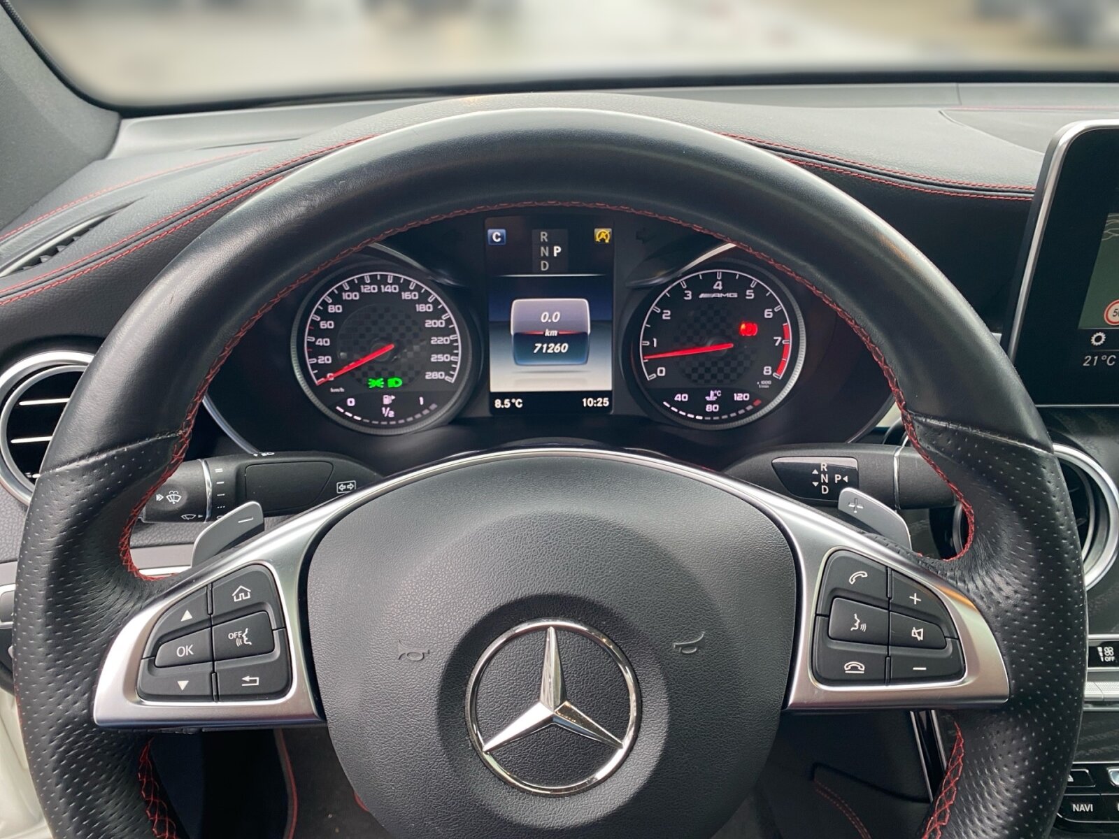 Ausstattungslinien und -Pakete:  Ablagepaket,   AMG Styling:  Chrom-Paket Exterieur,   Innenraum-Lichtpaket,   Mercedes-AMG Exterieur,   Mercedes-AMG Interieur,   Night-Paket:  Park-Paket mit Rückfahrkamera:  Sitzkomfort-Paket:  Spiegel-Paket:  Spur-Paket:Exterieur:  53,3 cm (21") AMG Leichtmetallräder im 5-Doppelspeichen-Design,   Ablagefach unter Ladeboden abschließbar,   AMG Abrisskante,   AMG DYNAMIC SELECT,   AMG Einstiegsleisten vorne weiß beleuchtet in LED-Technik,   AMG Performance-Abgasanlage schaltbar,   Außenspiegel elektrisch anklappbar:  Diamantgrill:  Fahrzeug mit Linkslenkung,   Kraftstoffbehälter mit größerem Volumen 66 l,   LED Intelligent Light System Rechtsverkehr:  Radlaufverbreiterung,   Scheibenwaschanlage beheizt,   Scheibenwischer mit Regensensor,   SPEED+ - LOADINDEX 102 Y XL_105 Y XL,   Steuercode Umstellung WLTP mit RDE,   Wegfall Typkennzeichen auf Kofferraumdeckel,   Winter-Kompletträder M+S 4-fach (20"),   Wärmedämmend dunkel getöntes GlasInterieur:  4-Wege-Lordosenstütze,   12V-Steckdose im Gepäckraum,   Ambientebeleuchtung:  Bedienungsanleitung und Serviceinformation - deutsch,   Doppelcupholder:  EASY-PACK Laderaumabdeckung:  Innenhimmel Stoff schwarz,   Instrumententafel und Bordkanten der Türen in Ledernachbildung ARTICO:  Klimatisierungsautomatik THERMATIC:  Serviceintervall 25.000 km:  Sitzheizung für Fahrer und Beifahrer,   Zierelemente Holz Esche schwarz offenporig:Multimedia:  Burmester® Surround-Soundsystem:  COMAND Online:  Digitales Extra: Vorrüstung für Live Traffic Information,   DVD-Player,   Kommunikationsmodul (LTE) für die Nutzung von Mercedes me connect Diensten,   Mercedes-Benz Notrufsystem:  Sprache Kombiinstrument - deutsch,   Telefon-Antenne,   Touchpad mit Controller:  Vorrüstung für In-Car Office:  Vorrüstung für Remote OnlineKomfort und Umwelt:  360°-Kamera:  Adaptiver Fernlicht-Assistent Plus:  Aktiver Park-Assistent mit PARKTRONIC:  aktive Verstelldämpfung "Normally open",   AMG SPEEDSHIFT TCT 9G,   AMG Sportfahrwerk auf Basis AIR BODY CONTROL:  Easy-Pack Heckklappe:  ECO Start-Stop Funktion:  i-Size Kindersitzbefestigung,   Innen- und Außenspiegel automatisch abblendend,   KEYLESS-GO Start-Funktion:  Ottopartikelfilter:  Schiebedach:  Softwaresteuerung für Kraftfrei in Stellung D,   Spurhalteassistent:  Tempomat:  Totwinkel-Assistent:  Verkehrszeichen-Assistent:Sicherheit:  Aktiver Brems-Assistent:  Automatische Beifahrerairbag-Abschaltung,   Fond-Sicherheitsgurt mit Gurtkraftbegrenzer,   Fondgurt-Statusanzeige im Kombiinstrument,   Kneebag:  MANUFAKTUR Sicherheitsgurte rot,   PRE-SAFE ® -System:  Reifendruckkontrolle (RDK):Weiteres:  Änderungsjahr,   Kältemittel 1234yf,   Modelljahrcode,   Online-Store,   Steuercode für abweichende Verkaufsfreigabe,   Steuercode Vertrieb  f. Code 475.