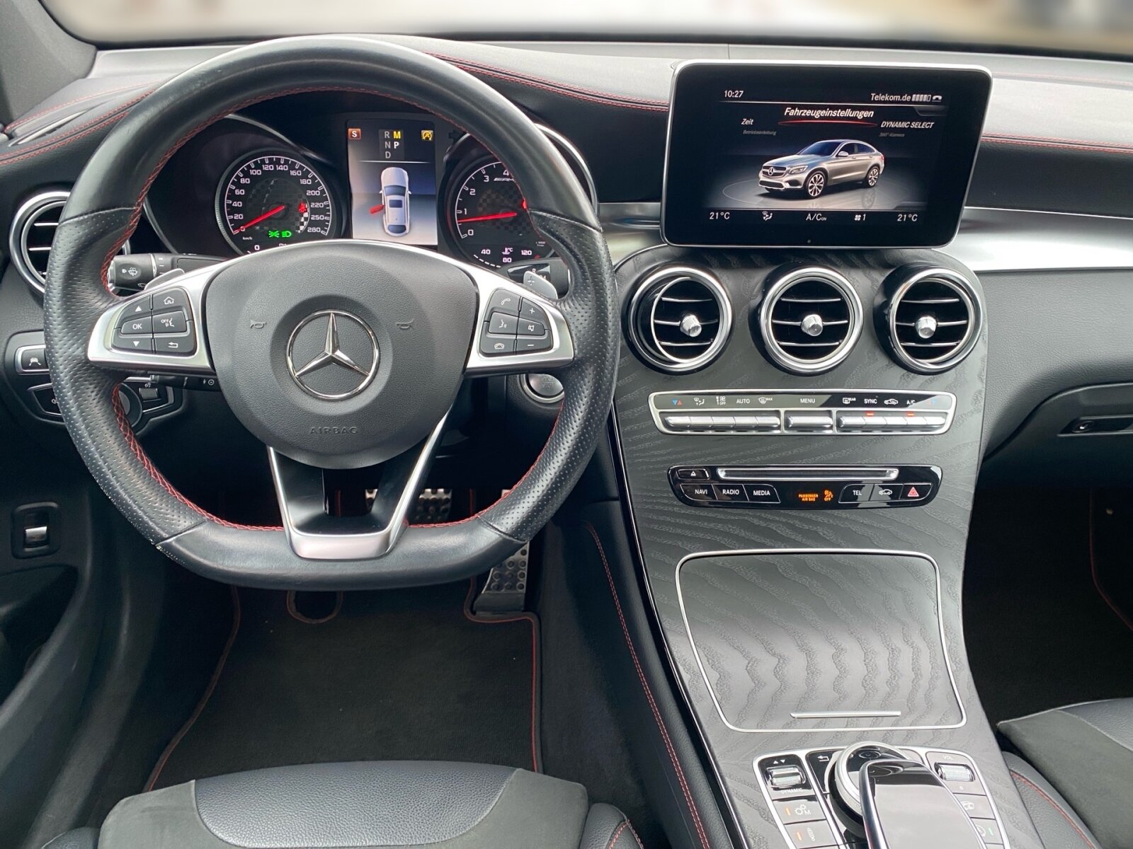 Ausstattungslinien und -Pakete:  Ablagepaket,   AMG Styling:  Chrom-Paket Exterieur,   Innenraum-Lichtpaket,   Mercedes-AMG Exterieur,   Mercedes-AMG Interieur,   Night-Paket:  Park-Paket mit Rückfahrkamera:  Sitzkomfort-Paket:  Spiegel-Paket:  Spur-Paket:Exterieur:  53,3 cm (21") AMG Leichtmetallräder im 5-Doppelspeichen-Design,   Ablagefach unter Ladeboden abschließbar,   AMG Abrisskante,   AMG DYNAMIC SELECT,   AMG Einstiegsleisten vorne weiß beleuchtet in LED-Technik,   AMG Performance-Abgasanlage schaltbar,   Außenspiegel elektrisch anklappbar:  Diamantgrill:  Fahrzeug mit Linkslenkung,   Kraftstoffbehälter mit größerem Volumen 66 l,   LED Intelligent Light System Rechtsverkehr:  Radlaufverbreiterung,   Scheibenwaschanlage beheizt,   Scheibenwischer mit Regensensor,   SPEED+ - LOADINDEX 102 Y XL_105 Y XL,   Steuercode Umstellung WLTP mit RDE,   Wegfall Typkennzeichen auf Kofferraumdeckel,   Winter-Kompletträder M+S 4-fach (20"),   Wärmedämmend dunkel getöntes GlasInterieur:  4-Wege-Lordosenstütze,   12V-Steckdose im Gepäckraum,   Ambientebeleuchtung:  Bedienungsanleitung und Serviceinformation - deutsch,   Doppelcupholder:  EASY-PACK Laderaumabdeckung:  Innenhimmel Stoff schwarz,   Instrumententafel und Bordkanten der Türen in Ledernachbildung ARTICO:  Klimatisierungsautomatik THERMATIC:  Serviceintervall 25.000 km:  Sitzheizung für Fahrer und Beifahrer,   Zierelemente Holz Esche schwarz offenporig:Multimedia:  Burmester® Surround-Soundsystem:  COMAND Online:  Digitales Extra: Vorrüstung für Live Traffic Information,   DVD-Player,   Kommunikationsmodul (LTE) für die Nutzung von Mercedes me connect Diensten,   Mercedes-Benz Notrufsystem:  Sprache Kombiinstrument - deutsch,   Telefon-Antenne,   Touchpad mit Controller:  Vorrüstung für In-Car Office:  Vorrüstung für Remote OnlineKomfort und Umwelt:  360°-Kamera:  Adaptiver Fernlicht-Assistent Plus:  Aktiver Park-Assistent mit PARKTRONIC:  aktive Verstelldämpfung "Normally open",   AMG SPEEDSHIFT TCT 9G,   AMG Sportfahrwerk auf Basis AIR BODY CONTROL:  Easy-Pack Heckklappe:  ECO Start-Stop Funktion:  i-Size Kindersitzbefestigung,   Innen- und Außenspiegel automatisch abblendend,   KEYLESS-GO Start-Funktion:  Ottopartikelfilter:  Schiebedach:  Softwaresteuerung für Kraftfrei in Stellung D,   Spurhalteassistent:  Tempomat:  Totwinkel-Assistent:  Verkehrszeichen-Assistent:Sicherheit:  Aktiver Brems-Assistent:  Automatische Beifahrerairbag-Abschaltung,   Fond-Sicherheitsgurt mit Gurtkraftbegrenzer,   Fondgurt-Statusanzeige im Kombiinstrument,   Kneebag:  MANUFAKTUR Sicherheitsgurte rot,   PRE-SAFE ® -System:  Reifendruckkontrolle (RDK):Weiteres:  Änderungsjahr,   Kältemittel 1234yf,   Modelljahrcode,   Online-Store,   Steuercode für abweichende Verkaufsfreigabe,   Steuercode Vertrieb  f. Code 475.