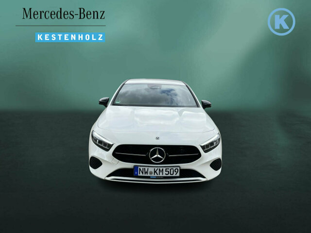Interne Fahrzeugnr.:: 0923763Kilometerstand kann aufgrund aktueller Nutzung abweichen.Ausstattungslinien und -Pakete:  Advanced-Plus-Paket mit  Digitalen Extras,   Digitales Extra: Individualisierungs-Paket,   Licht- und Sicht-Paket,   Night-Paket,   Park-Paket mit 360 Grad-Kamera,   Progressive,   Progressive Line Advanced Plus,   Sitzkomfort-Paket,   Spiegel-Paket,   USB-Paket Plus,   Winter-PaketExterieur:  45,7 cm (18") Leichtmetallräder im 5-Doppelspeichen-Design,   AIRPANEL,   Anhängevorrichtung mit ESP® Anhängerstabilisierung,   Außenspiegel elektrisch anklappbar,   Einstiegsleisten mit "Mercedes-Benz"  Schriftzug,   Fahrzeug mit Linkslenkung,   Gummigelagertes Lenkgetriebe,   Identifikationsschild mit VIN-Nummer,   LED High Performance-Scheinwerfer,   Mild Hybrid Antrieb,   Produktschutz Teilschutz,   Radgröße 18 Rundum Variante 1,   Scheibenwaschanlage beheizt,   Scheibenwischer mit Regensensor,   Speed+ Loadingindex 91 W,   Steuer-Code - Funktion GSR-ISA,   STEUERCODE-TECHNISCHE WEITERENTWICKLUNG AGGREGAT,   Steuercode für Aktionierungssteuerung WLTP,   Steuercode Umstellung WLTP mit RDE,   Steuercode Vertrieb,   Teilkühlerjalousie oben,   Umfeldbeleuchtung mit Projektion des Markenlogos,   Verbundlenkerachse,   Wärmedämmend dunkel getöntes GlasInterieur:  4-Wege-Lordosenstütze,   Ablagefach in Mittelkonsole mit Rollo,   Ambientebeleuchtung,   Armlehne im Fond,   Bedienungsanleitung und Serviceinformation - deutsch,   Doppelcupholder,   Gepäcknetz an Fahrer- und Beifahrerlehne,   Innenhimmel Stoff schwarz,   Innenspiegel automatisch abblendend,   Klimatisierungsautomatik THERMATIC,   Komfortsitze,   Serviceintervall 25.000 km,   Sitzheizung für Fahrer und Beifahrer,   Sitzlehnen im Fond klappbar,   Sonnenblende mit beleuchtetem Make-up-Spiegel,   Zierelemente Holz Linde schwarz offenporigMultimedia:  3 Jahre kostenfreie Navigations-Updates für Kartendaten,   Advanced Soundsystem,   Android Auto,   Apple CarPlay,   Central Media Display,   Digitales Extra: Erweiterte Funktionen MBUX,   Digitales Extra: Festplatten-Navigation,   Digitales Extra: MBUX Navigation Premium,   Digitales Extra: Remote Services,   Digitales Extra: Smartphone Integration,   Digitales Extra: Vorrüstung für Live Traffic Information,   Digitales Extra: Vorrüstung für MBUX Entertainment,   Digitales Extra: Vorrüstung für Navigationsdienste,   Digitales Radio,   GPS-Antenne,   Headunit Länderset für ECE (NTG 7),   Kabelloses Ladesystem für mobile Endgeräte vorn,   Kommunikationsmodul (LTE) für die Nutzung von Digitalen Extras,   MBUX Multimediasystem,   Mercedes-Benz Notrufsystem,   Sprache Kombiinstrument - deutsch,   Techn. Kommunikationsmodulvariante für ECE,   Volldigitales Instrumenten-Display,   Vorrüstung für digitales RadioKomfort und Umwelt:  7G-DCT,   360°-Kamera,   Abgasnorm EU6,   Aktiver Park-Assistent mit PARKTRONIC,   Aktiver Spurhalte-Assistent,   Digitales Extra: Adaptiver Fernlicht-Assistent,   Direktlenkung,   Dynamic Select,   Geschwindigkeitslimit-Assistent,   i-Size Kindersitzbefestigung,   Keyless-Go,   Komfortfahrwerk mit Tieferlegung,   Kraftstofftanksystem für EU6d-Norm,   Lenkradheizung,   Lenkradschaltpaddles,   Multifunktions-Sportlenkrad in Leder,   Passive Personenanwesenheitserinnerung,   Totwinkel-Assistent,   Vorrüstung für DISTRONICSicherheit:  Aktiver Brems-Assistent,   Ausstiegswarnfunktion,   Automatische Beifahrerairbag-Abschaltung,   Deaktivierung Schließrückmeldung über Fanfare,   Digitales Extra: Aktiver Abstands-Assistent DISTRONIC,   Fingerabdrucksensor,   Fondgurt-Statusanzeige im Kombiinstrument,   Fußgängerschutz,   Geräuschvorschrift nach ECE R51-3,   Kneebag,   Lenkradbedienung für Aktiven Abstands-Assistent DISTRONIC,   Rating Länderset EURO-NCAP,   Reifendruckkontrolle (RDK),   TIREFIT,   Warnweste für FahrerZustand/Papiere:  COC-Papier EU6 mit Zulassungsbescheinigung Teil IIWeiteres: Fahrzeug mit Haltedauer! Abgabe frühestens 90 Tage nach Erstzulassung! COLDEND TECHNIK TYP 0,   HOTEND TECHNIK TYP II-A,   Kältemittel 1234yf,   LAND-SAMMLER FUER RED-ZERTIFIZIERUNG F. HU ECE,   Modelljahrcode,   PRODUKTIONSSTANDORT FAHRZEUG RASTATT,   STEERING CODE - OUTPUT ACTIV AES-FLAG,   Steuercode für Werkszuordnung,   STEUERCODE SPURKORREKTUR UEB. LENKEINGRIFF,   Steuercode Vertrieb  f. Code 475,   WIPPS-Laender WEU+COC.