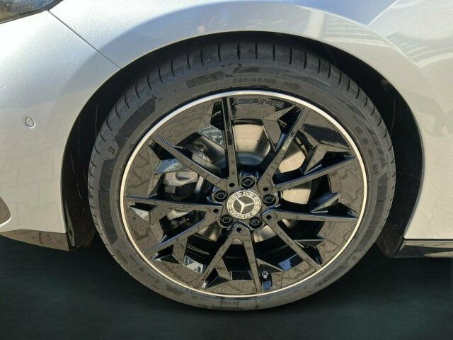 Interne Fahrzeugnr.:: 0923766Kilometerstand kann aufgrund aktueller Nutzung abweichen.Ausstattungslinien und -Pakete:  AMG Line,   AMG Styling,   KEYLESS-GO Komfort-Paket mit Digitalem Extra,   Memory-Paket,   Night-Paket,   Premium-Paket mit digitalen Extras,   Spiegel-Paket,   USB-Paket Plus,   Winter-PaketExterieur:  AIRPANEL,   Beheizte Scheibenwischerblätter,   Fahrzeug mit Linkslenkung,   Flächenbündige Türgriffe,   Gummigelagertes Lenkgetriebe,   HOTEND TECHNOLOGY TYP II-E,   Hybrid Antrieb mit 48-Volt-Technologie,   KURZSTRECKENRADAR - FRONT,   Kühlergrill beleuchtet mit Mercedes-Benz Pattern in Chrom,   Leuchtenband hinten,   Multibeam LED,   Produktschutz Teilschutz,   PTC-Zuheizer 48V,   Radgröße 19" Rundum Variante 1,   SPEED- + LOADINDEX 93W XL,   Sportlicher Motorsound,   Steuer-Code - Funktion GSR-ISA,   Steuercode für Aktionierungssteuerung WLTP,   Steuercode Umstellung WLTP mit RDE,   Teilkühlerjalousie oben,   Umfeldbeleuchtung mit animierter Projektion des Mercedes-Benz Pattern, 2-fach,   Wärmedämmend dunkel getöntes GlasInterieur:  4-Wege-Lordosenstütze,   12-V-Steckdose für Beifahrer,   Ambientebeleuchtung,   AMG Fußmatten,   Armlehne im Fond,   Bedienungsanleitung und Serviceinformation - deutsch,   Einstiegsleisten beleuchtet mit Wechselcover,   Innenhimmel Stoff schwarz,   Klimatisierungsautomatik Thermotronic,   Serviceintervall 25.000 km,   Sitzbelegungserkennung für Fondsitze,   Sitzheizung für Fahrer und Beifahrer,   Sportsitze,   Stoff / Kunstleder / Mikrofaser,   Wendematte Kofferraum in Schwarz,   Zierelemente Aluminium mit Carbonschliff hellMultimedia:  Digitales Extra: 7 Jahre kostenfreie Karten-Updates,   Digitales Extra: Android Auto,   Digitales Extra: Apple CarPlay,   Digitales Extra: Geschwindigkeitslimit-Funktion,   Digitales Extra: MB.DRIVE PARKING ASSIST 360,   Digitales Extra: MB.DRIVE Standard,   Digitales Extra: MBUX Live Traffic Information,   Digitales Extra: MBUX Navigation,   Digitales Extra: MBUX Smartphone Integration,   Digitales Extra: Streckenbasierte Geschwindigkeits-Anpassung,   Digitales Extra: Wiederanfahr-Funktion,   Digitales Radio,   Fahrerdisplay,   Gesichtserkennung,   Headunit Länderset für ECE (NTG 7),   Kabelloses Ladesystem für mobile Endgeräte vorn,   Kommunikationsmodul (5G) für die Nutzung von Digitalen Extras,   MBUX Multimediasystem,   MBUX Superscreen,   Mercedes-Benz Notrufsystem,   Sprache Kombiinstrument - deutsch,   Techn. Kommunikationsmodulvariante für ECE,   UWB Modul,   ZentraldisplayKomfort und Umwelt:  360-Grad-Kamera,   Adaptiver Fernlicht-Assistent Plus,   Ausweichlenk-Funktion,   Digitales Extra: Digitaler Fahrzeugschlüssel für Smartphone,   Digitales Extra: Massagefunktion vorn,   Digitales Extra: Park-Assistent,   Digitales Extra: Parktronic,   Digitales Extra: Verkehrszeichen-Assistent,   Fahrassistenz-System: Nothalt-Assistent,   Fahrassistenzsysteme Gen6 - Base,   Geschwindigkeitslimit-Assistent,   Hands-Free Access,   i-Size Kindersitzbefestigung,   Keyless-Go,   Kofferraumdeckel-Komfortschließung,   Komfortfahrwerk mit Tieferlegung,   Lenkradheizung,   Limiter - Funktion,   Manövrier-Assistent,   Multifunktions-Sportlenkrad in Leder Nappa,   Panoramadach,   Parktronic-System (PTS),   Passive Personenanwesenheitserinnerung,   Rückfahrkamera,   Selfie- und Videokamera,   Spurhalte-Funktion,   Surround View System,   Totwinkel-Assistent,   Totwinkel-Assistent PlusSicherheit:  Abstandsregeltempomat DISTRONIC PLUS,   Akustischer Umfeldschutz,   Ausstiegswarnung,   Automatische Beifahrerairbag-Abschaltung,   Bremsassistent,   Deaktivierung Schließrückmeldung über Fanfare,   Fußgängerschutz,   Kneebag,   Mittenairbag,   Rating Länderset EURO-NCAP,   Reifendruckkontrolle (RDK),   TIREFIT,   Warnweste für FahrerZustand/Papiere:  COC-Papier EU6 mit Zulassungsbescheinigung Teil IIWeiteres: Fahrzeug mit Haltedauer! Abgabe frühestens 90 Tage nach Erstzulassung! 8G-eDCT Doppelkupplungsgetriebe Automatisch 8-Gang,   ABSCHALT-TECHNOLOGIE DER ON-DEMAND-DIENSTE,   COLDEND TECHNIK TYP 0,   Digitales Extra: MBUX Entertainment 3 Jahre,   Digitales Extra: Standard,   EU6-TECHNIKUMFANG,   Identifikations-Nr. (US-VIN),   Kältemittel 1234yf,   Modelljahrcode,   PREP. - AUTOMATIC SPEED CONTROL,   PREP. - EXTENDED RESTART BY STOP AND GO TRAFFIC,   PREPARATION - ACTIVE BLIND SPOT MONITORING (ABSM),   PREPARATION - ACTIVE LANE CHANGE ASSIST (ALCA),   PREPARATION - ACTIVE LANE STEERING ASSIST (ALSA),   PREPARATION - ADAPTIVE CRUISE CONTROL (ACC),   PREPARATION - AUTOMATED PARKING ASSIST (APA),   PREPARATION - EXTENDED TRAFFIC SIGN ASSIST (ETSA),   PRODUKTIONSSTANDORT FAHRZEUG RASTATT.