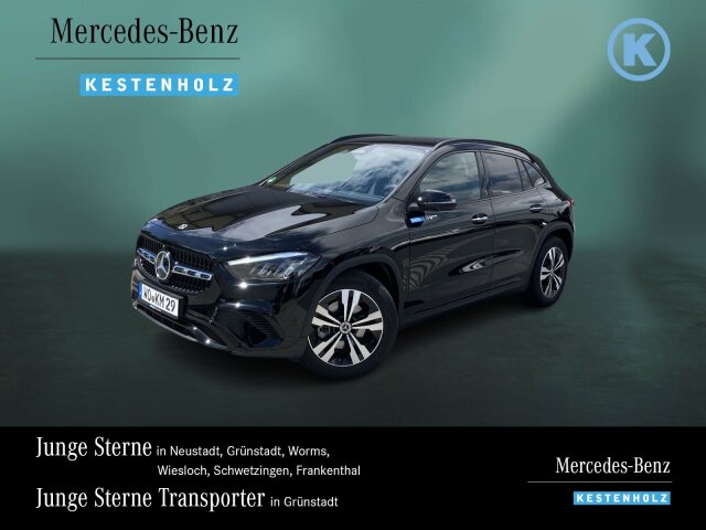 Interne Fahrzeugnr.:: 0923770Kilometerstand kann aufgrund aktueller Nutzung abweichen.Ausstattungslinien und -Pakete:  Advanced-Plus-Paket mit  Digitalen Extras,   Digitales Extra: Individualisierungs-Paket,   Fahrassistenz-Paket,   Laderaum-Paket,   Licht- und Sicht-Paket,   Night-Paket,   Park-Paket mit 360 Grad-Kamera,   Progressive,   Progressive Line,   Progressive Line Advanced Plus,   Sitzkomfort-Paket,   Spiegel-Paket,   USB-Paket Plus,   Winter-PaketExterieur:  45,7 cm (18") Leichtmetallräder im 5-Doppelspeichen-Design,   AIRPANEL,   Anhängevorrichtung mit ESP® Anhängerstabilisierung,   Außenspiegel elektrisch anklappbar,   Dachreling schwarz,   Fahrzeug mit Linkslenkung,   Hybrid Antrieb mit 48-Volt-Technologie,   Identifikationsschild mit VIN-Nummer,   Ladekantenschutz in Chrom,   LED High Performance-Scheinwerfer,   Produktschutz Teilschutz,   Radgröße 18 Rundum Variante 1,   Scheibenwaschanlage beheizt,   Scheibenwischer mit Regensensor,   Speed- und Loadindex 100W,   Steuer-Code - Funktion GSR-ISA,   STEUERCODE-TECHNISCHE WEITERENTWICKLUNG AGGREGAT,   Steuercode Umstellung WLTP mit RDE,   Steuercode Vertrieb,   Teilkühlerjalousie oben,   Wärmedämmend dunkel getöntes GlasInterieur:  4-Wege-Lordosenstütze,   12V-Steckdose im Gepäckraum,   Ablagefach in Mittelkonsole mit Rollo,   Ambientebeleuchtung,   Bedienungsanleitung und Serviceinformation - deutsch,   Doppelcupholder,   Gepäcknetz an Fahrer- und Beifahrerlehne,   Innenhimmel Stoff schwarz,   Innenspiegel automatisch abblendend,   Klimatisierungsautomatik THERMATIC,   Komfortsitze,   Serviceintervall 25.000 km,   Sitzheizung für Fahrer und Beifahrer,   Sitzlehnen im Fond klappbar,   Sonnenblende mit beleuchtetem Make-up-Spiegel,   Zierelemente Star PatternMultimedia:  3 Jahre kostenfreie Navigations-Updates für Kartendaten,   Advanced Soundsystem,   Android Auto,   Apple CarPlay,   Central Media Display,   Digitales Extra: Erweiterte Funktionen MBUX,   Digitales Extra: Festplatten-Navigation,   Digitales Extra: MBUX Navigation Premium,   Digitales Extra: Remote Services,   Digitales Extra: Smartphone Integration,   Digitales Extra: Vorrüstung für Live Traffic Information,   Digitales Extra: Vorrüstung für MBUX Entertainment,   Digitales Extra: Vorrüstung für Navigationsdienste,   Digitales Radio,   GPS-Antenne,   Headunit Länderset für ECE (NTG 7),   Kabelloses Ladesystem für mobile Endgeräte vorn,   Kommunikationsmodul (LTE) für die Nutzung von Digitalen Extras,   MBUX Multimediasystem,   Mercedes-Benz Notrufsystem,   Sprache Kombiinstrument - deutsch,   Techn. Kommunikationsmodulvariante für ECE,   Volldigitales Instrumenten-Display,   Vorrüstung für digitales RadioKomfort und Umwelt:  7G-DCT,   360°-Kamera,   Abgasreinigung EURO 6 Technik,   Aktiver Geschwindigkeitslimit-Assistent,   Aktiver Lenk-Assistent,   Aktiver Park-Assistent mit PARKTRONIC,   Aktiver Spurhalte-Assistent,   Digitales Extra: Adaptiver Fernlicht-Assistent,   Digitales Extra: Verkehrszeichen-Assistent,   Direktlenkung,   Dynamic Select,   Easy-Pack Heckklappe,   Erweitertes automatisches Wiederanfahren im Stau,   Hands-Free Access,   i-Size Kindersitzbefestigung,   Keyless-Go,   Keyless-Go Komfort Paket,   Komfortfahrwerk mit Tieferlegung,   Kraftstofftanksystem für EU6d-Norm,   Lenkradheizung,   Lenkradschaltpaddles,   Mehrlenkerachse,   Multifunktions-Sportlenkrad in Leder,   Passive Personenanwesenheitserinnerung,   Streckenbasierte Geschwindigkeitsanpassung,   Totwinkel-AssistentSicherheit:  Aktiver Abstands-Assistent DISTRONIC,   Ausstiegswarnfunktion,   Automatische Beifahrerairbag-Abschaltung,   Deaktivierung Schließrückmeldung über Fanfare,   Fondgurt-Statusanzeige im Kombiinstrument,   Fußgängerschutz,   Geräuschvorschrift nach ECE R51-3,   Kneebag,   Lenkradbedienung für Aktiven Abstands-Assistent DISTRONIC,   PRE-SAFE ® -System,   Rating Länderset EURO-NCAP,   Reifendruckkontrolle (RDK),   TIREFIT,   Warnweste für FahrerZustand/Papiere:  COC-Papier EU6 mit Zulassungsbescheinigung Teil IIWeiteres: Fahrzeug mit Haltedauer! Abgabe frühestens 90 Tage nach Erstzulassung! COLDEND TECHNIK TYP 0,   HOTEND TECHNIK TYP II-A,   Kältemittel 1234yf,   LAND-SAMMLER FUER RED-ZERTIFIZIERUNG F. HU ECE,   Modelljahrcode,   PRODUKTIONSSTANDORT FAHRZEUG RASTATT,   STEERING CODE - OUTPUT ACTIV AES-FLAG,   Steuercode für Werkszuordnung,   STEUERCODE SPURKORREKTUR UEB. LENKEINGRIFF,   Steuercode Vertrieb  f. Code 475,   WIPPS-Laender WEU+COC,   Änderungsjahr 25/2.