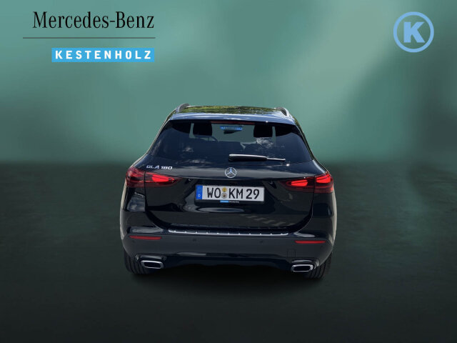 Interne Fahrzeugnr.:: 0923770Kilometerstand kann aufgrund aktueller Nutzung abweichen.Ausstattungslinien und -Pakete:  Advanced-Plus-Paket mit  Digitalen Extras,   Digitales Extra: Individualisierungs-Paket,   Fahrassistenz-Paket,   Laderaum-Paket,   Licht- und Sicht-Paket,   Night-Paket,   Park-Paket mit 360 Grad-Kamera,   Progressive,   Progressive Line,   Progressive Line Advanced Plus,   Sitzkomfort-Paket,   Spiegel-Paket,   USB-Paket Plus,   Winter-PaketExterieur:  45,7 cm (18") Leichtmetallräder im 5-Doppelspeichen-Design,   AIRPANEL,   Anhängevorrichtung mit ESP® Anhängerstabilisierung,   Außenspiegel elektrisch anklappbar,   Dachreling schwarz,   Fahrzeug mit Linkslenkung,   Hybrid Antrieb mit 48-Volt-Technologie,   Identifikationsschild mit VIN-Nummer,   Ladekantenschutz in Chrom,   LED High Performance-Scheinwerfer,   Produktschutz Teilschutz,   Radgröße 18 Rundum Variante 1,   Scheibenwaschanlage beheizt,   Scheibenwischer mit Regensensor,   Speed- und Loadindex 100W,   Steuer-Code - Funktion GSR-ISA,   STEUERCODE-TECHNISCHE WEITERENTWICKLUNG AGGREGAT,   Steuercode Umstellung WLTP mit RDE,   Steuercode Vertrieb,   Teilkühlerjalousie oben,   Wärmedämmend dunkel getöntes GlasInterieur:  4-Wege-Lordosenstütze,   12V-Steckdose im Gepäckraum,   Ablagefach in Mittelkonsole mit Rollo,   Ambientebeleuchtung,   Bedienungsanleitung und Serviceinformation - deutsch,   Doppelcupholder,   Gepäcknetz an Fahrer- und Beifahrerlehne,   Innenhimmel Stoff schwarz,   Innenspiegel automatisch abblendend,   Klimatisierungsautomatik THERMATIC,   Komfortsitze,   Serviceintervall 25.000 km,   Sitzheizung für Fahrer und Beifahrer,   Sitzlehnen im Fond klappbar,   Sonnenblende mit beleuchtetem Make-up-Spiegel,   Zierelemente Star PatternMultimedia:  3 Jahre kostenfreie Navigations-Updates für Kartendaten,   Advanced Soundsystem,   Android Auto,   Apple CarPlay,   Central Media Display,   Digitales Extra: Erweiterte Funktionen MBUX,   Digitales Extra: Festplatten-Navigation,   Digitales Extra: MBUX Navigation Premium,   Digitales Extra: Remote Services,   Digitales Extra: Smartphone Integration,   Digitales Extra: Vorrüstung für Live Traffic Information,   Digitales Extra: Vorrüstung für MBUX Entertainment,   Digitales Extra: Vorrüstung für Navigationsdienste,   Digitales Radio,   GPS-Antenne,   Headunit Länderset für ECE (NTG 7),   Kabelloses Ladesystem für mobile Endgeräte vorn,   Kommunikationsmodul (LTE) für die Nutzung von Digitalen Extras,   MBUX Multimediasystem,   Mercedes-Benz Notrufsystem,   Sprache Kombiinstrument - deutsch,   Techn. Kommunikationsmodulvariante für ECE,   Volldigitales Instrumenten-Display,   Vorrüstung für digitales RadioKomfort und Umwelt:  7G-DCT,   360°-Kamera,   Abgasreinigung EURO 6 Technik,   Aktiver Geschwindigkeitslimit-Assistent,   Aktiver Lenk-Assistent,   Aktiver Park-Assistent mit PARKTRONIC,   Aktiver Spurhalte-Assistent,   Digitales Extra: Adaptiver Fernlicht-Assistent,   Digitales Extra: Verkehrszeichen-Assistent,   Direktlenkung,   Dynamic Select,   Easy-Pack Heckklappe,   Erweitertes automatisches Wiederanfahren im Stau,   Hands-Free Access,   i-Size Kindersitzbefestigung,   Keyless-Go,   Keyless-Go Komfort Paket,   Komfortfahrwerk mit Tieferlegung,   Kraftstofftanksystem für EU6d-Norm,   Lenkradheizung,   Lenkradschaltpaddles,   Mehrlenkerachse,   Multifunktions-Sportlenkrad in Leder,   Passive Personenanwesenheitserinnerung,   Streckenbasierte Geschwindigkeitsanpassung,   Totwinkel-AssistentSicherheit:  Aktiver Abstands-Assistent DISTRONIC,   Ausstiegswarnfunktion,   Automatische Beifahrerairbag-Abschaltung,   Deaktivierung Schließrückmeldung über Fanfare,   Fondgurt-Statusanzeige im Kombiinstrument,   Fußgängerschutz,   Geräuschvorschrift nach ECE R51-3,   Kneebag,   Lenkradbedienung für Aktiven Abstands-Assistent DISTRONIC,   PRE-SAFE ® -System,   Rating Länderset EURO-NCAP,   Reifendruckkontrolle (RDK),   TIREFIT,   Warnweste für FahrerZustand/Papiere:  COC-Papier EU6 mit Zulassungsbescheinigung Teil IIWeiteres: Fahrzeug mit Haltedauer! Abgabe frühestens 90 Tage nach Erstzulassung! COLDEND TECHNIK TYP 0,   HOTEND TECHNIK TYP II-A,   Kältemittel 1234yf,   LAND-SAMMLER FUER RED-ZERTIFIZIERUNG F. HU ECE,   Modelljahrcode,   PRODUKTIONSSTANDORT FAHRZEUG RASTATT,   STEERING CODE - OUTPUT ACTIV AES-FLAG,   Steuercode für Werkszuordnung,   STEUERCODE SPURKORREKTUR UEB. LENKEINGRIFF,   Steuercode Vertrieb  f. Code 475,   WIPPS-Laender WEU+COC,   Änderungsjahr 25/2.