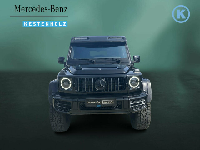 Interne Fahrzeugnr.:: 0923778Ausstattungslinien und -Pakete:  Aktiv-Multikontursitz-Paket Plus,   AMG Motorabdeckung Carbon,   AMG Night-Paket,   AMG Night-Paket II,   Diebstahlschutz-PaketExterieur:  55,9 cm (22") AMG Schmiederäder im Vielspeichen-Design,   AMG Bremssättel vorn und hinten rot lackiert,   AMG DYNAMIC SELECT,   AMG Performance-Abgasanlage schaltbar,   AMG Ride Control Fahrwerk,   AMG spezifische Kühlerverkleidung in Dark Chrome,   Außenschutzleiste mit Ziereinlage in Carbonoptik,   Außenspiegelgehäuse in Schwarz,   Dachspoiler vorn,   Einstiegsleisten vorne in Edelstahl,   Frontscheibe, beheizt,   Geländeuntersetzung,   Kraftstoffbehälter mit größerem Volumen (100l),   Ladekantenschutz hinten in Edelstahl,   Mercedes-AMG G 63 4x4²,   Mercedes Stern vorne und hinten in Hochglanzschwarz,   Metallic-Lackierung,   Multibeam LED,   Optischer Unterschutz in Obsidianschwarz,   PROFESSIONAL Dachgepäckträger,   PROFESSIONAL Ersatzradhalter,   PROFESSIONAL Schmutzfänger vorn und hinten,   Radlaufverbreiterung,   Rauten Design,   SCHEINWERFER ABGEDUNKELT,   Trittbretter seitlich,   Typographie in Hochglanzschwarz,   Umfeldbeleuchtung mit Projektion des Markenlogos,   Vorrüstung für Dachträgersystem,   Wärmedämmend dunkel getöntes Glas,   Zierblende mit "4x4²" Schriftzug,   Zulässiges Gesamtgewicht: 3400 kgInterieur:  Ambientebeleuchtung (64 Farben un,   AMG Fußmatten schwarz,   AMG Performance Lenkrad in Leder Nappa,   AMG Zierelemente Carbon,   Aschenbechereinsatz für Cupholder,   Bedienungsanleitung und Serviceheft - deutsch,   Digitaler Innenspiegel,   EASY-PACK Laderaumabdeckung,   Haltegriff für Beifahrer auf Instrumententafel,   Innenhimmel Mikrofaser DINAMICA schwarz,   Instrumententafel in Leder Nappa,   Ionisierung der Innenraumluft,   Klimatisierungsautomatik Thermotronic,   Leder Nappa,   Memory Funktion für Sitze und Kopfstützen vorn,   Sitzkomfortfunktionen,   SUPERIOR Line Interieur,   TrennnetzMultimedia:  AMG Kombiinstrument,   Burmester® Surround-Soundsystem,   COMAND Online,   Digitales Radio,   Mercedes-Benz Notrufsystem,   Offroad-Bildschirm,   Smartphone-Integration Carplay,   Smartphone Integration,   Sprache Kombiinstrument - deutsch,   Vorrüstung für Bürofunktion im Fahrzeug,   Vorrüstung für Fahrzeug Monitoring,   Vorrüstung für Fahrzeug Setup,   Vorrüstung für Fond-Entertainment,   Vorrüstung für Navigationsdienste,   Vorrüstung Live Traffic Information,   Widescreen CockpitKomfort und Umwelt:  360°-Kamera,   Abgasreinigung EURO 6 Technik,   AMG SPEEDSHIFT TCT 9G,   Attention Assist,   ECO Start-Stop Funktion,   ENERGIZING Komfortsteuerung,   Getriebe automatisch,   i-Size Kindersitzbefestigung,   Kraftstofftanksystem für EU6d-Norm,   Multifunktionslenkrad beheizt,   Park-Assistent PARKTRONIC,   Schiebedach,   Spurhalteassistent,   Totwinkel-Assistent,   Verkehrszeichen-AssistentSicherheit:  Elektronisches Stabilitäts-Programm (ESP®),   GUARD 360° Fahrzeugschutz Plus,   PRE-SAFE ® -System,   Reifendruckkontrolle (RDK),   Sidebags im FondWeiteres:  HUBRAUM 4,0 LITER,   Kratzbeständiger Klarlack,   MOBILO,   Park-Assistent PARKTRONIC mit 360°-Kamera,   Smartphone-Integration Google Automotive,   STEUERCODE - MBCONNECT DIEBSTAHLSCHUTZ,   TV-Tuner,   V8-OTTOMOTOR M177,   Differentialsperren 100%.