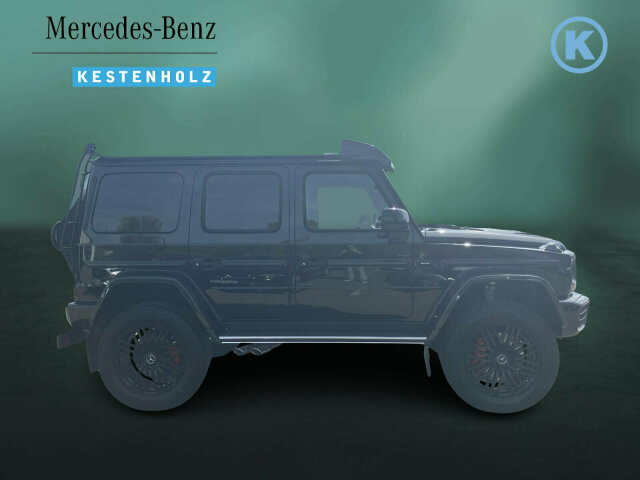 Interne Fahrzeugnr.:: 0923778Ausstattungslinien und -Pakete:  Aktiv-Multikontursitz-Paket Plus,   AMG Motorabdeckung Carbon,   AMG Night-Paket,   AMG Night-Paket II,   Diebstahlschutz-PaketExterieur:  55,9 cm (22") AMG Schmiederäder im Vielspeichen-Design,   AMG Bremssättel vorn und hinten rot lackiert,   AMG DYNAMIC SELECT,   AMG Performance-Abgasanlage schaltbar,   AMG Ride Control Fahrwerk,   AMG spezifische Kühlerverkleidung in Dark Chrome,   Außenschutzleiste mit Ziereinlage in Carbonoptik,   Außenspiegelgehäuse in Schwarz,   Dachspoiler vorn,   Einstiegsleisten vorne in Edelstahl,   Frontscheibe, beheizt,   Geländeuntersetzung,   Kraftstoffbehälter mit größerem Volumen (100l),   Ladekantenschutz hinten in Edelstahl,   Mercedes-AMG G 63 4x4²,   Mercedes Stern vorne und hinten in Hochglanzschwarz,   Metallic-Lackierung,   Multibeam LED,   Optischer Unterschutz in Obsidianschwarz,   PROFESSIONAL Dachgepäckträger,   PROFESSIONAL Ersatzradhalter,   PROFESSIONAL Schmutzfänger vorn und hinten,   Radlaufverbreiterung,   Rauten Design,   SCHEINWERFER ABGEDUNKELT,   Trittbretter seitlich,   Typographie in Hochglanzschwarz,   Umfeldbeleuchtung mit Projektion des Markenlogos,   Vorrüstung für Dachträgersystem,   Wärmedämmend dunkel getöntes Glas,   Zierblende mit "4x4²" Schriftzug,   Zulässiges Gesamtgewicht: 3400 kgInterieur:  Ambientebeleuchtung (64 Farben un,   AMG Fußmatten schwarz,   AMG Performance Lenkrad in Leder Nappa,   AMG Zierelemente Carbon,   Aschenbechereinsatz für Cupholder,   Bedienungsanleitung und Serviceheft - deutsch,   Digitaler Innenspiegel,   EASY-PACK Laderaumabdeckung,   Haltegriff für Beifahrer auf Instrumententafel,   Innenhimmel Mikrofaser DINAMICA schwarz,   Instrumententafel in Leder Nappa,   Ionisierung der Innenraumluft,   Klimatisierungsautomatik Thermotronic,   Leder Nappa,   Memory Funktion für Sitze und Kopfstützen vorn,   Sitzkomfortfunktionen,   SUPERIOR Line Interieur,   TrennnetzMultimedia:  AMG Kombiinstrument,   Burmester® Surround-Soundsystem,   COMAND Online,   Digitales Radio,   Mercedes-Benz Notrufsystem,   Offroad-Bildschirm,   Smartphone-Integration Carplay,   Smartphone Integration,   Sprache Kombiinstrument - deutsch,   Vorrüstung für Bürofunktion im Fahrzeug,   Vorrüstung für Fahrzeug Monitoring,   Vorrüstung für Fahrzeug Setup,   Vorrüstung für Fond-Entertainment,   Vorrüstung für Navigationsdienste,   Vorrüstung Live Traffic Information,   Widescreen CockpitKomfort und Umwelt:  360°-Kamera,   Abgasreinigung EURO 6 Technik,   AMG SPEEDSHIFT TCT 9G,   Attention Assist,   ECO Start-Stop Funktion,   ENERGIZING Komfortsteuerung,   Getriebe automatisch,   i-Size Kindersitzbefestigung,   Kraftstofftanksystem für EU6d-Norm,   Multifunktionslenkrad beheizt,   Park-Assistent PARKTRONIC,   Schiebedach,   Spurhalteassistent,   Totwinkel-Assistent,   Verkehrszeichen-AssistentSicherheit:  Elektronisches Stabilitäts-Programm (ESP®),   GUARD 360° Fahrzeugschutz Plus,   PRE-SAFE ® -System,   Reifendruckkontrolle (RDK),   Sidebags im FondWeiteres:  HUBRAUM 4,0 LITER,   Kratzbeständiger Klarlack,   MOBILO,   Park-Assistent PARKTRONIC mit 360°-Kamera,   Smartphone-Integration Google Automotive,   STEUERCODE - MBCONNECT DIEBSTAHLSCHUTZ,   TV-Tuner,   V8-OTTOMOTOR M177,   Differentialsperren 100%.