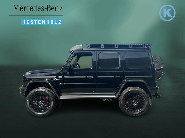 Interne Fahrzeugnr.:: 0923778Ausstattungslinien und -Pakete:  Aktiv-Multikontursitz-Paket Plus,   AMG Motorabdeckung Carbon,   AMG Night-Paket,   AMG Night-Paket II,   Diebstahlschutz-PaketExterieur:  55,9 cm (22") AMG Schmiederäder im Vielspeichen-Design,   AMG Bremssättel vorn und hinten rot lackiert,   AMG DYNAMIC SELECT,   AMG Performance-Abgasanlage schaltbar,   AMG Ride Control Fahrwerk,   AMG spezifische Kühlerverkleidung in Dark Chrome,   Außenschutzleiste mit Ziereinlage in Carbonoptik,   Außenspiegelgehäuse in Schwarz,   Dachspoiler vorn,   Einstiegsleisten vorne in Edelstahl,   Frontscheibe, beheizt,   Geländeuntersetzung,   Kraftstoffbehälter mit größerem Volumen (100l),   Ladekantenschutz hinten in Edelstahl,   Mercedes-AMG G 63 4x4²,   Mercedes Stern vorne und hinten in Hochglanzschwarz,   Metallic-Lackierung,   Multibeam LED,   Optischer Unterschutz in Obsidianschwarz,   PROFESSIONAL Dachgepäckträger,   PROFESSIONAL Ersatzradhalter,   PROFESSIONAL Schmutzfänger vorn und hinten,   Radlaufverbreiterung,   Rauten Design,   SCHEINWERFER ABGEDUNKELT,   Trittbretter seitlich,   Typographie in Hochglanzschwarz,   Umfeldbeleuchtung mit Projektion des Markenlogos,   Vorrüstung für Dachträgersystem,   Wärmedämmend dunkel getöntes Glas,   Zierblende mit "4x4²" Schriftzug,   Zulässiges Gesamtgewicht: 3400 kgInterieur:  Ambientebeleuchtung (64 Farben un,   AMG Fußmatten schwarz,   AMG Performance Lenkrad in Leder Nappa,   AMG Zierelemente Carbon,   Aschenbechereinsatz für Cupholder,   Bedienungsanleitung und Serviceheft - deutsch,   Digitaler Innenspiegel,   EASY-PACK Laderaumabdeckung,   Haltegriff für Beifahrer auf Instrumententafel,   Innenhimmel Mikrofaser DINAMICA schwarz,   Instrumententafel in Leder Nappa,   Ionisierung der Innenraumluft,   Klimatisierungsautomatik Thermotronic,   Leder Nappa,   Memory Funktion für Sitze und Kopfstützen vorn,   Sitzkomfortfunktionen,   SUPERIOR Line Interieur,   TrennnetzMultimedia:  AMG Kombiinstrument,   Burmester® Surround-Soundsystem,   COMAND Online,   Digitales Radio,   Mercedes-Benz Notrufsystem,   Offroad-Bildschirm,   Smartphone-Integration Carplay,   Smartphone Integration,   Sprache Kombiinstrument - deutsch,   Vorrüstung für Bürofunktion im Fahrzeug,   Vorrüstung für Fahrzeug Monitoring,   Vorrüstung für Fahrzeug Setup,   Vorrüstung für Fond-Entertainment,   Vorrüstung für Navigationsdienste,   Vorrüstung Live Traffic Information,   Widescreen CockpitKomfort und Umwelt:  360°-Kamera,   Abgasreinigung EURO 6 Technik,   AMG SPEEDSHIFT TCT 9G,   Attention Assist,   ECO Start-Stop Funktion,   ENERGIZING Komfortsteuerung,   Getriebe automatisch,   i-Size Kindersitzbefestigung,   Kraftstofftanksystem für EU6d-Norm,   Multifunktionslenkrad beheizt,   Park-Assistent PARKTRONIC,   Schiebedach,   Spurhalteassistent,   Totwinkel-Assistent,   Verkehrszeichen-AssistentSicherheit:  Elektronisches Stabilitäts-Programm (ESP®),   GUARD 360° Fahrzeugschutz Plus,   PRE-SAFE ® -System,   Reifendruckkontrolle (RDK),   Sidebags im FondWeiteres:  HUBRAUM 4,0 LITER,   Kratzbeständiger Klarlack,   MOBILO,   Park-Assistent PARKTRONIC mit 360°-Kamera,   Smartphone-Integration Google Automotive,   STEUERCODE - MBCONNECT DIEBSTAHLSCHUTZ,   TV-Tuner,   V8-OTTOMOTOR M177,   Differentialsperren 100%.