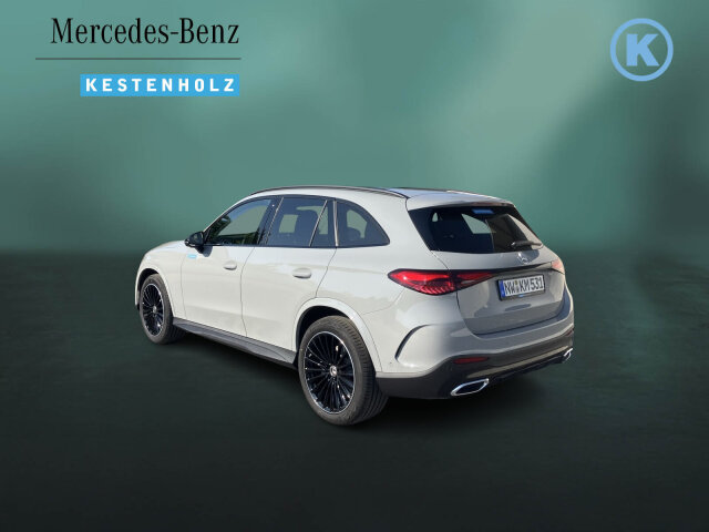 Interne Fahrzeugnr.:: 0923782Ausstattungslinien und -Pakete:  Ablage-Paket,   Advanced-Plus-Paket mit  Digitalen Extras,   AMG Line Advanced Plus,   AMG Line Exterieur,   AMG Line Interieur,   AMG Line Sportsitz-Paket,   AMG Styling,   Chrom-Paket Exterieur,   Chrom-Paket Interieur,   Edition AMG-Line,   Innenraum-Lichtpaket,   Kofferraumkomfort-Paket,   Memory-Paket,   Night-Paket,   Park-Paket mit 360 Grad-Kamera,   Spiegel-Paket,   USB-PaketExterieur:  20" AMG Leichtmetallräder im Vielspeichen-Design,   ABGASANLAGE MIT 3-SENSOREN PAKET,   Abgasanlage mit DPF Generation 2.0,   AIRPANEL,   AMG DYNAMIC SELECT,   Anhängevorrichtung mit ESP® Anhängerstabilisierung,   Außenspiegel elektrisch anklappbar,   Bremsanlage mit größeren Bremsscheiben an der Vorderachse,   Dachreling schwarz,   Diesel-Abgasreinigung mit SDPF,   Diesel-Abgasreinigungsanlage BlueTEC SCR Generation 4,   DIGITAL LIGHT,   Einstiegsleisten mit "Mercedes-Benz" Schriftzug, beleuchtet und mit Wechselcover,   Fahrzeug mit Linkslenkung,   Hybrid Antrieb mit 48-Volt-Technologie,   Identifikationsschild mit VIN-Nummer,   Integrierter Starter Generator Generation 2,   LEISTUNGSKLASSE MOTOR UNTER 151KW,   Produktschutz Teilschutz,   PTC-Zuheizer 48V,   Radgröße 20" Mischbereifung Variante 1,   Radlaufverbreiterung,   Radlaufverkleidungen in Wagenfarbe,   Scheibenwischer mit Regensensor,   Speed+ - Loadindex 105W XL + 108W XL,   Sportlicher Motorsound,   Steuer-Code - Funktion GSR-ISA,   Steuercode Umstellung WLTP mit RDE,   Steuercode Vertrieb,   Teleskopierbare Gelenkwelle,   Transparente Motorhaube,   Umfeldbeleuchtung mit Projektion des Markenlogos,   Vorrüstung für Projektionsfunktion Animationen,   Vorrüstung für Projektionsfunktion Symbole,   Wegfall Typkennzeichen auf Kofferraumdeckel,   Wärmedämmend dunkel getöntes GlasInterieur:  4-Wege-Lordosenstütze,   Ambientebeleuchtung,   AMG Fußmatten,   Bedienungsanleitung und Serviceinformation - deutsch,   Doppelcupholder,   Durchlademöglichkeit,   EASY-PACK Laderaumabdeckung,   Innenhimmel Stoff kristallgrau,   Innenspiegel automatisch abblendend,   Instrumententafel und Bordkanten in Ledernachbildung ARTICO in Nappaoptik,   Klimaanlage ohne Diffus,   Klimatisierungsautomatik THERMATIC,   Mittelkonsole Metallstruktur,   Serviceintervall 25.000 km,   Sitzheizung für Fahrer und Beifahrer,   Sportsitze,   Steckdose im Kofferraum,   Wendematte Kofferraum in Schwarz,   Zierelemente MetallstrukturMultimedia:  3 Jahre kostenfreie Karten-Updates,   Ambientebeleuchtung Plus,   Android Auto,   Apple CarPlay,   Burmester® 3D-Surround-Soundsystem,   Digitales Extra: Erweiterte Funktionen MBUX,   Digitales Extra: MBUX Navigation Premium,   Digitales Extra: Remote Services,   Digitales Extra: Smartphone Integration,   Digitales Extra: Vorrüstung für Live Traffic Information,   Digitales Extra: Vorrüstung für Navigationsdienste,   Digitales Radio,   Fahrerdisplay,   Festplatten-Navigation,   Headunit Länderset für ECE (NTG 7),   Kabelloses Ladesystem für mobile Endgeräte vorn,   Kommunikationsmodul (5G) für die Nutzung von Digitalen Extras,   MBUX Multimediasystem,   Mercedes-Benz Notrufsystem,   Soundpersonalisierung,   Sprache Kombiinstrument - deutsch,   Techn. Kommunikationsmodulvariante für ECE,   Vorrüstung für digitales Radio,   ZentraldisplayKomfort und Umwelt:  9G-TRONIC,   360°-Kamera,   Abgasreinigung EURO 6 Technik,   Adaptiver Fernlicht-Assistent Plus,   AGILITY CONTROL Fahrwerk mit selektivem Dämpfungssystem,   Aktiver Park-Assistent mit PARKTRONIC,   Aktiver Spurhalte-Assistent,   Digitales Extra: Verkehrszeichen-Assistent,   Easy-Pack Heckklappe,   i-Size Kindersitzbefestigung,   KEYLESS-GO Start-Funktion,   Multifunktions-Sportlenkrad in Leder Nappa,   Panorama-Schiebedach,   Passive Personenanwesenheitserinnerung,   Totwinkel-Assistent,   Vordersitz links elektrisch verstellbar mit Memory-Funktion,   Vordersitz rechts elektrisch verstellbar mit Memory-Funktion,   Vorrüstung für DISTRONICSicherheit:  Aktiver Brems-Assistent,   Automatische Beifahrerairbag-Abschaltung,   Deaktivierung Schließrückmeldung über Fanfare,   Digitales Extra: Aktiver Abstands-Assistent DISTRONIC,   Fahrerbeobachtungskamera,   Fingerabdrucksensor,   Fondgurt-Statusanzeige im Instrumenten-Display,   Mittenairbag,   Rating Länderset EURO-NCAP,   Reifendruckkontrolle (RDK),   TIREFIT,   Warnweste für FahrerZustand/Papiere:  COC-Papier EU6 mit Zulassungsbescheinigung Teil IIWeiteres: Fahrzeug mit Haltedauer! Abgabe frühestens 90 Tage nach Erstzulassung! Kältemittel 1234yf,   LAND-SAMMLER FUER RED-ZERTIFIZIERUNG F. HU ECE,   Modelljahrcode,   Rohbaulaststufe 1.