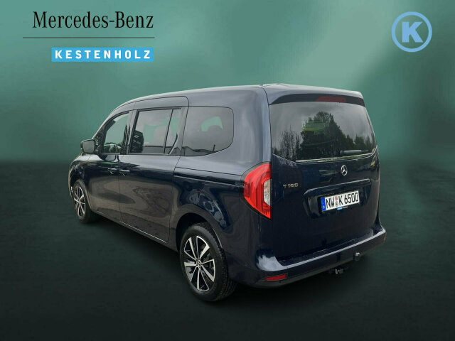 Interne Fahrzeugnr.:: 0923804Ausstattungslinien und -Pakete:  Advantage-Paket,   Aktives Sicherheits-Paket,   Chrom Interieur-Paket,   Edition,   Modellgeneration 0,   Navigation Paket,   Ohne Aufbauhersteller Sondermodul,   Ohne Paket BAUSTELLE,   Progressive,   Sondermodell,   Spiegel-Paket,   Technik-Paket,   Winter-PaketExterieur:  17" Leichtmetallräder,   43,2 cm (17'') LM-Räder im 5-Doppelspeichen-Design,   Abdeckung Schiebetürschiene in Wagenfarbe,   Anhängerkupplung Kugelkopf fest,   Ausführung Standard,   Außenspiegel elektr. heranklappbar u. verstellbar,   Außenspiegel lackiert in Wagenfarbe,   Einstiegsleisten mit "Mercedes-Benz" Schriftzug,   EMISSIONSKLASSE EURO 6E M/N1 GR. II,   Fenster in Heckklappe mit Wisch- und Waschanlage,   Frontscheibe heizbar,   Gewichtsvariante 2.368 kg,   Griffleiste über Kennzeichen in Wagenfarbe,   Heckklappe,   Heckscheibe heizbar,   Inland - Code,   Kältemittel R-1234yf,   Kühlergrill verchromt,   Laderaum-Schiebetür links mit Fenster,   LED High Performance-Scheinwerfer,   Modellgeneration GSR2B,   Nebelscheinwerfer in LED-Technik,   Ohne Ladekabel Traktionsbatterie E-Cell,   Ohne Staub-Kit,   Ohne Steinschlagschutz,   Premium Komplettradschutz (3 Jahre),   Schiebetür rechts mit Fenster,   Standardwegausführung,   STEUERCODE - B2C Identifier,   Steuercode Umstellung WLTP,   Steuercode Vertrieb,   Türgriffe lackiert in Wagenfarbe,   Verbrenner,   VIN von außen sichtbar,   Vorrüstung für Dachreling,   Wischwasserbehälter mit größerem Volumen,   without ECO Catalysator 90g,   Zierstab Heckklappe ChromInterieur:  Ambientebeleuchtung,   Armlehne mit Staufach,   Einzelsitze in 3. Sitzreihe,   Einzelsitze in der 2. Sitzreihe,   Elektrische Fensterheber in Schiebetüren,   Fahrersitz höhenverstellbar mit Lordosestütze,   Fenster fest hinten,   Fensterheber vorn elektr. m. Komfortbedienfunktion,   Gepäckraumabdeckung,   Gepäcksicherungsnetz,   Handschuhfach, Beifahrerseite, geschlossen,   Innenraumbeleuchtung in LED-Technik,   Innenraumspiegel,   Innenspiegel  automatisch abblendend,   Innenverkleidung gehobene Ausführung,   Klimatisierungsautomatik Thermotronic,   Klimazone 2 (gemäßigt),   Kopfstützen für Fahrgastraumsitze,   Lederlenkrad,   Ledernachbildung ARTICO Schwarz mit Ziernaht,   Mit Gurt Mittelsitz Fond,   Mittelarmlehne ARTICO &amp; Türfelder NEOTEX,   Schaltknauf Leder,   Sitzheizung für Fahrer und Beifahrer,   Spiegel in Beifahrer-Sonnenblende,   Spiegel in Fahrer-Sonnenblende,   Steckdose 12 V im Fahrgastraum,   Steckdose 12 V Kofferraum / Laderaum,   Tachometer km/h,   Tasche an Fahrer- und Beifahrerrückenlehne,   Teilbelederte I-Tafel in Ledernachbildung ARTICO,   Teppichboden Fahrgastraum,   Teppichboden Kofferraum,   Tisch und beleuchtete Zierelemente an Rückenlehne,   Warmluftkanal zum Fahrgastraum,   Zierelemente Mattlack Seidenoptik silber,   Zierelement I-Tafel Hochglanzlack schwarzMultimedia:  2 USB Schnittstellen in Mittelkonsole hinten,   Digitales Extra: Erweiterte MBUX Funktionen,   Digitales Extra: Festplatten-Navigation,   Digitales Extra: Remote Services Plus,   Digitales Extra: Smartphone Integration,   Digitales Radio (DAB),   Kabelloses Ladesystem für mobile Endgeräte,   Kombiinstrument mit Farbdisplay,   Kommunikationsmodul (LTE) für digitale Dienste,   Live Traffic Information,   MBUX Multimediasystem und Navi mit 9,5 Zoll Display,   Mercedes-Benz Notrufsystem,   Navigation PLUS,   Sprache Kombiinstrument - deutsch,   Vorrüstung für Digitale ExtrasKomfort und Umwelt:  7-Gang-Automatikgetriebe,   Aktiver Park-Assistent,   Aktiver Spurhalte-Assistent,   ATTENTION ASSIST B,   Benziner,   Berganfahrhilfe,   Colorverglasung im Fond, Schwarzglas,   ECO Start-Stop Funktion,   Fernlichtassistent,   i-Size Kindersitzbefestigung,   Intelligenter Geschwindigkeitsassistent (ISA),   Keyless-Go,   Lenkradheizung,   Lenkrad in Neigung und Höhe verstellbar,   Licht- und Regensensor,   Mercedes-Benz Mobilo mit DSB und GgD,   Multifunktionslenkrad,   Partikelfilter,   Rückfahrkamera,   Tempomat,   Totwinkel-Assistent,   Zuheizer  elektrischSicherheit:  Airbag Fahrer und Beifahrer,   Aktiver Brems-Assistent,   Automatische Beifahrerairbag-Abschaltung,   Bremsanlage mit ABS und ASR,   elek. Feststellbremse,   Elektronisches Stabilitätsprogramm (ESP),   Gurtwarneinrichtung für Fahrer, Beifahrer und Fond,   Kindersicherung Türen und Fenster im Fahrgastraum,   Mittenairbag, Thorax-Sidebags, Windowbags v. + h.,   Ohne Einbruch-/Diebstahlwarnanlage,   Reifendrucküberwachung an VA u. HA, drahtlos,   Unterbodenschutz Kunststoff,   Verbandtasche,   WarndreieckZustand/Papiere:  COC-Papiere,   Luxuskombi.