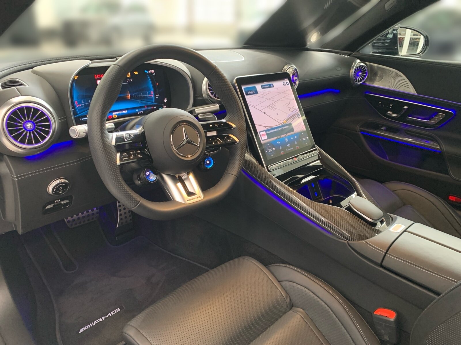 Ausstattungslinien und -Pakete:  AMG Aerodynamik-Paket,   AMG DYNAMIC PLUS Paket,   AMG Night-Paket:  AMG Night-Paket II,   Energizing Paket,   Fahrassistenz-Paket:  Laderaum-Paket,   Memory-Paket:  Memory Park-Assistent,   Multikontursitz-Paket,   Park-Paket mit Remote-Parkfunktionen,   Spiegel-Paket:  USB-Paket PlusExterieur:  50,8 cm (20") AMG Leichtmetallräder im 10-Doppelspeichen-Design,   AIRPANEL,   AMG ACTIVE RIDE CONTROL Fahrwerk,   AMG Bremssättel gelb lackiert,   AMG Einstiegsleisten mit "AMG" Schriftzug, beleuchtet und mit Wechselcover,   AMG Heckflügel feststehend,   AMG Hinterachs-Sperrdifferenzial elektronisch,   AMG Motorlager dynamisch,   Außenspiegel elektrisch anklappbar:  Designschlüssel mit Chromapplikationen,   DIGITAL LIGHT mit Projektionsfunktion,   Fahrzeug mit Linkslenkung,   Fahrzeugschutzabdeckung,   Hintere Sensoren für Spurhalte-Assistent,   Identifikationsschild mit VIN-Nummer,   Lichtinszenierung AMG (Seitenschweller mit Projektionsfunktion),   MAGIC VISION CONTROL,   Motor-Restwärmenutzung,   Motorsound-System (AMG Real Performance Sound),   Projektionsfunktion von Symbolen,   Radgroesse 20" Mischbereifung Variante 2 AMG,   Schwarz lackierte Kühlerlamellen,   SPEED+ - LOADINDEX 105 Y XL + 107 Y XL,   Steuer-Code - Funktion GSR-ISA,   Steuercode Demo Car,   Steuercode Demo Car MIG,   Steuercode Umstellung WLTP mit RDE,   Typkennzeichen auf Heckdeckel und Kotflügeln in Hochglanzschwarz,   Vorrüstung für Projektionsfunktion Animationen,   Vorrüstung für Projektionsfunktion Symbole,   Wärmedämmend dunkel getöntes GlasInterieur:  Ambientebeleuchtung:  AMG Lenkradtasten,   AMG Performance Lenkrad in Leder Nappa:  AMG Performance Sitze:  AMG Zierelemente Carbon,   Bedienungsanleitung und Serviceinformation - deutsch,   Beifahrersitz mit Gewichtserkennung,   Cupholder,   Fondsitze mit umklappbaren Sitzlehnen,   Klimatisierungsautomatik Thermotronic:  LEDER / NAPPA / SEMIANILIN,   MANUFAKTUR Innenhimmel Mikrofaser MICROCUT schwarz,   Sicherheitsgurte in Rot:  Sonnenblende ausziehbar,   Steckdose im KofferraumMultimedia:  AMG Track Pace:  Android Auto:  Apple CarPlay:  Burmester® Surround-Soundsystem:  Digitales Extra: Erweiterte Funktionen MBUX,   Digitales Extra: Festplatten-Navigation,   Digitales Extra: Remote Services Premium,   Digitales Extra: Smartphone Integration,   Digitales Extra: Vorrüstung für Live Traffic Information,   Digitales Extra: Vorrüstung für MBUX Entertainment Plus,   Digitales Extra: Vorrüstung für Navigationsdienste,   Digitales Radio:  Fahrerdisplay,   Head-Up Display:  Headunit Länderset für ECE (NTG 7),   Kabelloses Ladesystem für mobile Endgeräte vorn:  Kommunikationsmodul (LTE) für die Nutzung von Digitalen Extras,   MBUX Multimediasystem:  MBUX Navigation Premium,   Mercedes-Benz Notrufsystem:  Soundpersonalisierung,   Sprache Kombiinstrument - deutsch,   Techn. Kommunikationsmodulvariante für ECE,   Vorrüstung für digitalen Fahrzeugschlüssel für Smartphone,   Vorrüstung für digitales Radio:  Zentraldisplay:Komfort und Umwelt:  360°-Kamera:  Adaptiver Fernlicht-Assistent Plus:  Aktiver Geschwindigkeitslimit-Assistent:  Aktiver Park-Assistent:  Aktiver Spurhalte-Assistent:  Aktiver Spurwechselassistent,   AMG SPEEDSHIFT MCT 9G,   Ausweichunterstützung (Ausweichassistent),   Easy-Pack Heckklappe:  Erweitertes automatisches Wiederanfahren im Stau,   Fahrassistenz-System: Rettungsgassen-Assistent,   Hands-Free Access,   Hinterachslenkung:  i-Size Kindersitzbefestigung Beifahrersitz,   Innen- und Außenspiegel automatisch abblendend,   ISOFIX Kindersitzverankerungen:  KEYLESS-GO mit flächenbündigen Türgriffen,   KEYLESS-GO Start-Funktion:  Kraftstofftanksystem für EU6d-Norm:  Lenkradheizung:  Nothalt-Assistent mit Hands-off Spurwechsel Software,   Panoramadach:  Passive Personenanwesenheitserinnerung,   Sitzklimatisierung für Fahrer und Beifahrer:  Streckenbasierte Geschwindigkeitsanpassung,   Verkehrszeichen-Assistent:Sicherheit:  AMG Hochleistungs- Verbundbremsanlage,   Deaktivierung Schließrückmeldung über Fanfare,   DISTRONIC PLUS inkl. BAS PLUS und PRE-SAFE® Bremse:  Distronic Plus Querunterstützung (DTR+Q),   Einbruch- und Diebstahlwarnanlage mit Vorrüstung für Kollisionserkennung:  Fingerabdrucksensor,   Fond-Sicherheitsgurt mit Gurtkraftbegrenzer,   Fondgurt-Statusanzeige im Instrumenten-Display,   GUARD 360° Fahrzeugschutz Plus,   Innenraumabsicherung,   Kneebag:  PRE-SAFE ® -System:  Sidebags:.