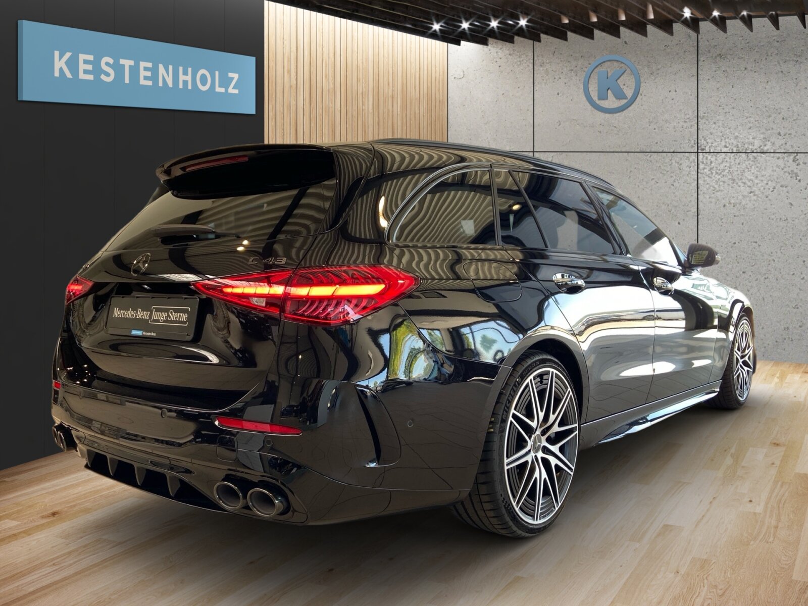Ausstattungslinien und -Pakete:  Ablage-Paket,   AMG Driver's Package,   AMG Night-Paket Exterieur:  AMG Night-Paket II,   AMG Optik-Paket,   AMG Styling:  Fahrassistenz-Paket Plus:  Innenraum-Lichtpaket,   Kofferraumkomfort-Paket:  Memory-Paket:  Mercedes-AMG Exterieur,   Mercedes-AMG Interieur,   Park-Paket mit 360 Grad-Kamera:  Premium-Paket mit digitalen Extras,   Spiegel-Paket:  USB-Paket:Exterieur:  20" AMG Leichtmetallräder im 10 Doppelspeichen Design,   AMG-Fahrzeug-Baumuster Entry,   AMG Abrisskante,   AMG DYNAMIC SELECT,   AMG Einstiegsleisten mit "AMG" Schriftzug, beleuchtet und mit Wechselcover,   AMG Ride Control Fahrwerk:  AMG spezifische Kühlerverkleidung, abgedunkelt,   Außenspiegel elektrisch anklappbar:  Bremssättel silberfarben lackiert,   Dachreling schwarz:  DIGITAL LIGHT:  Hintere Sensoren für Spurhalte-Assistent,   Identifikationsschild mit VIN-Nummer,   Kraftstoffbehälter mit 66 Liter Inhalt:  Mild Hybrid Antrieb,   Motor-Restwärmenutzung,   Motorsound-System (AMG Real Performance Sound),   Radgroesse 20" Mischbereifung Variante 1 AMG,   Radlaufverbreiterung,   Scheibenwaschanlage beheizt,   Scheibenwischer mit Regensensor,   SPEED- + LOADINDEX 95Y XL + 94Y XL,   Steuercode Umstellung WLTP mit RDE,   Typkennzeichen auf Heckdeckel und Kotflügeln in Schwarzchrom,   Umfeldbeleuchtung mit Projektion des Markenlogos,   Vorrüstung für Projektionsfunktion Animationen,   Vorrüstung für Projektionsfunktion für Linien,   Vorrüstung für Projektionsfunktion Symbole,   Wärmedämmend dunkel getöntes GlasInterieur:  4-Wege-Lordosenstütze,   Ambientebeleuchtung:  AMG Lenkradtasten,   AMG Performance Lenkrad in Leder Nappa / Mikrofaser MICROCUT,   Bedienungsanleitung und Serviceinformation - deutsch,   Doppelcupholder:  Doppelrollo elektrisch fuer Gepäckraumabdeckung,   Innenhimmel Stoff schwarz,   Klimatisierungsautomatik Thermotronic:  Laderaumabdeckung inklusive EASY-PACK Sicherheitsnetz,   Mittelkonsole in Schwarz hochglänzend,   Sicherheitsgurte in Rot:  Sitzheizung für Fahrer und Beifahrer,   Sitzheizung im Fond:  Sitzlehnen im Fond klappbar:  Sportsitze:  Wärme- und geräuschdämmendes Akustikglas,   Zierelemente MetallstrukturMultimedia:  Ambientebeleuchtung Plus,   Android Auto:  Apple CarPlay:  Burmester® 3D-Surround-Soundsystem:  Digitales Extra: Erweiterte Funktionen MBUX,   Digitales Extra: Festplatten-Navigation,   Digitales Extra: MBUX Augmented Reality für Navigation,   Digitales Extra: MBUX Navigation Premium,   Digitales Extra: Remote Services,   Digitales Extra: Smartphone Integration,   Digitales Extra: Vorrüstung für Live Traffic Information,   Digitales Radio:  Fahrerdisplay,   Head-Up Display:  Kabelloses Ladesystem für mobile Endgeräte vorn:  Kommunikationsmodul (LTE) für die Nutzung von Mercedes me connect Diensten,   MBUX Multimediasystem:  Mercedes-Benz Notrufsystem:  Soundpersonalisierung,   Vorrüstung für Digitalen Fahrzeugschlüssel,   Vorrüstung für digitale Schlüsselübergabe,   Vorrüstung für digitales Radio:  Zentraldisplay:Komfort und Umwelt:  360°-Kamera:  Adaptiver Fernlicht-Assistent Plus:  Aktiver Geschwindigkeitslimit-Assistent:  Aktiver Lenk-Assistent:  Aktiver Park-Assistent mit PARKTRONIC:  Aktiver Spurhalte-Assistent:  Aktiver Spurwechselassistent,   AMG SPEEDSHIFT MCT 9G,   Ausweichunterstützung (Ausweichassistent),   Beifahrersitz elektrisch einstellbar mit Memory-Funktion:  Digitales Extra: Verkehrszeichen-Assistent,   Easy-Pack Heckklappe:  Erweitertes automatisches Wiederanfahren im Stau,   Hands-Free Access,   Hinterachslenkung:  Innen- und Außenspiegel automatisch abblendend,   Keyless-Go,   Keyless-Go Komfort Paket,   KEYLESS-GO Start-Funktion:  Lenkradheizung:  Panorama-Schiebedach:  Passive Personenanwesenheitserinnerung,   Streckenbasierte Geschwindigkeitsanpassung,   Vordersitz links elektrisch verstellbar mit Memory-FunktionSicherheit:  Aktiver Abstands-Assistent DISTRONIC:  Automatische Beifahrerairbag-Abschaltung,   Feuerlöscher,   Fingerabdrucksensor,   Mittenairbag:  PRE-SAFE-System Impuls Seite,   PRE-SAFE ® -System:  Reifendruckkontrolle (RDK):Weiteres:  AEJ 24/2,   Instrumententafel und Bordkanten in Ledernachbildung ARTICO,   Modelljahrcode:  Premium,   Serviceintervall 20.000 km,   UMSTELLUNG AUF UN ECE R100 AENDERUNGSSTAND 3,   WIPPS-Laender WEU+COC,   Änderungsjahr 24/2.