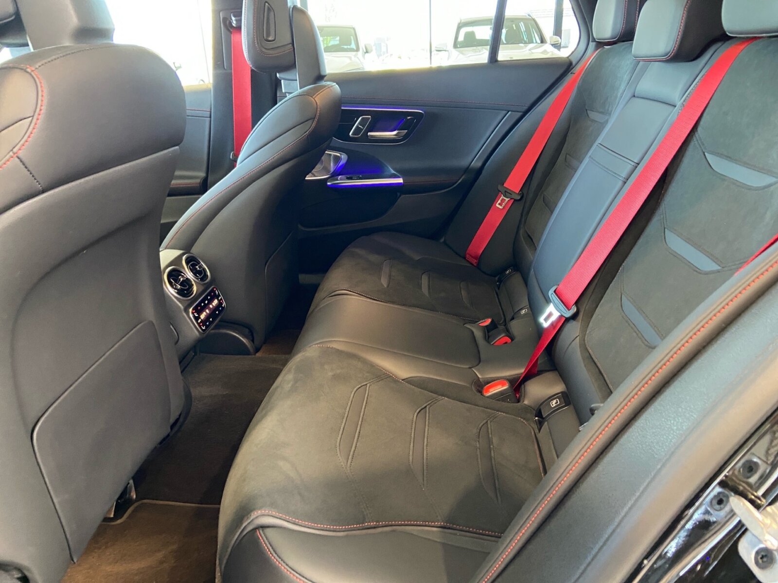 Ausstattungslinien und -Pakete:  Ablage-Paket,   AMG Driver's Package,   AMG Night-Paket Exterieur:  AMG Night-Paket II,   AMG Optik-Paket,   AMG Styling:  Fahrassistenz-Paket Plus:  Innenraum-Lichtpaket,   Kofferraumkomfort-Paket:  Memory-Paket:  Mercedes-AMG Exterieur,   Mercedes-AMG Interieur,   Park-Paket mit 360 Grad-Kamera:  Premium-Paket mit digitalen Extras,   Spiegel-Paket:  USB-Paket:Exterieur:  20" AMG Leichtmetallräder im 10 Doppelspeichen Design,   AMG-Fahrzeug-Baumuster Entry,   AMG Abrisskante,   AMG DYNAMIC SELECT,   AMG Einstiegsleisten mit "AMG" Schriftzug, beleuchtet und mit Wechselcover,   AMG Ride Control Fahrwerk:  AMG spezifische Kühlerverkleidung, abgedunkelt,   Außenspiegel elektrisch anklappbar:  Bremssättel silberfarben lackiert,   Dachreling schwarz:  DIGITAL LIGHT:  Hintere Sensoren für Spurhalte-Assistent,   Identifikationsschild mit VIN-Nummer,   Kraftstoffbehälter mit 66 Liter Inhalt:  Mild Hybrid Antrieb,   Motor-Restwärmenutzung,   Motorsound-System (AMG Real Performance Sound),   Radgroesse 20" Mischbereifung Variante 1 AMG,   Radlaufverbreiterung,   Scheibenwaschanlage beheizt,   Scheibenwischer mit Regensensor,   SPEED- + LOADINDEX 95Y XL + 94Y XL,   Steuercode Umstellung WLTP mit RDE,   Typkennzeichen auf Heckdeckel und Kotflügeln in Schwarzchrom,   Umfeldbeleuchtung mit Projektion des Markenlogos,   Vorrüstung für Projektionsfunktion Animationen,   Vorrüstung für Projektionsfunktion für Linien,   Vorrüstung für Projektionsfunktion Symbole,   Wärmedämmend dunkel getöntes GlasInterieur:  4-Wege-Lordosenstütze,   Ambientebeleuchtung:  AMG Lenkradtasten,   AMG Performance Lenkrad in Leder Nappa / Mikrofaser MICROCUT,   Bedienungsanleitung und Serviceinformation - deutsch,   Doppelcupholder:  Doppelrollo elektrisch fuer Gepäckraumabdeckung,   Innenhimmel Stoff schwarz,   Klimatisierungsautomatik Thermotronic:  Laderaumabdeckung inklusive EASY-PACK Sicherheitsnetz,   Mittelkonsole in Schwarz hochglänzend,   Sicherheitsgurte in Rot:  Sitzheizung für Fahrer und Beifahrer,   Sitzheizung im Fond:  Sitzlehnen im Fond klappbar:  Sportsitze:  Wärme- und geräuschdämmendes Akustikglas,   Zierelemente MetallstrukturMultimedia:  Ambientebeleuchtung Plus,   Android Auto:  Apple CarPlay:  Burmester® 3D-Surround-Soundsystem:  Digitales Extra: Erweiterte Funktionen MBUX,   Digitales Extra: Festplatten-Navigation,   Digitales Extra: MBUX Augmented Reality für Navigation,   Digitales Extra: MBUX Navigation Premium,   Digitales Extra: Remote Services,   Digitales Extra: Smartphone Integration,   Digitales Extra: Vorrüstung für Live Traffic Information,   Digitales Radio:  Fahrerdisplay,   Head-Up Display:  Kabelloses Ladesystem für mobile Endgeräte vorn:  Kommunikationsmodul (LTE) für die Nutzung von Mercedes me connect Diensten,   MBUX Multimediasystem:  Mercedes-Benz Notrufsystem:  Soundpersonalisierung,   Vorrüstung für Digitalen Fahrzeugschlüssel,   Vorrüstung für digitale Schlüsselübergabe,   Vorrüstung für digitales Radio:  Zentraldisplay:Komfort und Umwelt:  360°-Kamera:  Adaptiver Fernlicht-Assistent Plus:  Aktiver Geschwindigkeitslimit-Assistent:  Aktiver Lenk-Assistent:  Aktiver Park-Assistent mit PARKTRONIC:  Aktiver Spurhalte-Assistent:  Aktiver Spurwechselassistent,   AMG SPEEDSHIFT MCT 9G,   Ausweichunterstützung (Ausweichassistent),   Beifahrersitz elektrisch einstellbar mit Memory-Funktion:  Digitales Extra: Verkehrszeichen-Assistent,   Easy-Pack Heckklappe:  Erweitertes automatisches Wiederanfahren im Stau,   Hands-Free Access,   Hinterachslenkung:  Innen- und Außenspiegel automatisch abblendend,   Keyless-Go,   Keyless-Go Komfort Paket,   KEYLESS-GO Start-Funktion:  Lenkradheizung:  Panorama-Schiebedach:  Passive Personenanwesenheitserinnerung,   Streckenbasierte Geschwindigkeitsanpassung,   Vordersitz links elektrisch verstellbar mit Memory-FunktionSicherheit:  Aktiver Abstands-Assistent DISTRONIC:  Automatische Beifahrerairbag-Abschaltung,   Feuerlöscher,   Fingerabdrucksensor,   Mittenairbag:  PRE-SAFE-System Impuls Seite,   PRE-SAFE ® -System:  Reifendruckkontrolle (RDK):Weiteres:  AEJ 24/2,   Instrumententafel und Bordkanten in Ledernachbildung ARTICO,   Modelljahrcode:  Premium,   Serviceintervall 20.000 km,   UMSTELLUNG AUF UN ECE R100 AENDERUNGSSTAND 3,   WIPPS-Laender WEU+COC,   Änderungsjahr 24/2.