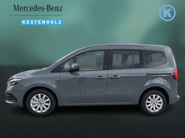 Interne Fahrzeugnr.:: 0923813Ausstattungslinien und -Pakete:  Advantage-Paket,   Aktives Sicherheits-Paket,   Chrom Interieur-Paket,   Edition,   Navigation Paket,   Ohne Aufbauhersteller Sondermodul,   Ohne Paket BAUSTELLE,   Park-Paket,   Progressive,   Sondermodell,   Spiegel-Paket,   Technik-PaketExterieur:  16" Leichtmetallräder,   40,6 cm (16'') LM-Räder im 10-Speichen-Design,   Abdeckung Schiebetürschiene in Wagenfarbe,   Außenspiegel elektr. heranklappbar u. verstellbar,   Außenspiegel lackiert in Wagenfarbe,   ECO Catalysator 90g,   Einstiegsleisten mit "Mercedes-Benz" Schriftzug,   Fenster in Heckklappe mit Wisch- und Waschanlage,   Frontscheibe wärmedämmend,   Gewichtsvariante 2.199 kg,   Griffleiste über Kennzeichen in Wagenfarbe,   Heckklappe,   Heckscheibe heizbar,   Kühlergrill verchromt,   Laderaum-Schiebetür links mit Fenster,   LED High Performance-Scheinwerfer,   Ohne Anhängerkupplung,   Ohne Ladekabel Traktionsbatterie E-Cell,   Ohne Staub-Kit,   Ohne Steinschlagschutz,   Radstand 2716 mm,   Schiebetür rechts mit Fenster,   Standardwegausführung,   Türgriffe lackiert in Wagenfarbe,   Verbrenner,   Vorrüstung für Dachreling,   Wischwasserbehälter mit größerem Volumen,   Zierstab Heckklappe ChromInterieur:  Ambientebeleuchtung,   Armlehne mit Staufach,   Elektrische Fensterheber in Schiebetüren,   Fahrersitz höhenverstellbar mit Lordosestütze,   Fenster fest hinten,   Fensterheber vorn elektr. m. Komfortbedienfunktion,   Fondsitzbank FOLD &amp; LOAD 1/3 : 2/3 teilbar,   Gepäckraumabdeckung,   Handschuhfach, Beifahrerseite, geschlossen,   Innenraumbeleuchtung in LED-Technik,   Innenraumspiegel,   Innenspiegel  automatisch abblendend,   Innenverkleidung gehobene Ausführung,   Klimaanlage,   Klimazone 2 (gemäßigt),   Kopfstützen für Fahrgastraumsitze,   Kraftstofffilter mit Wasserabscheider,   Lederlenkrad,   Mit Gurt Mittelsitz Fond,   Mittelarmlehne ARTICO &amp; Türfelder NEOTEX,   Ohne beheiztes Lenkrad,   Ohne Belüftungsdüsen im Fond,   Ohne Lastschutznetz,   Ohne Sitze in Reihe 3,   Schaltknauf Leder,   Sitzbezugsart Stoff,   Sitzheizung für Fahrer und Beifahrer,   Spiegel in Beifahrer-Sonnenblende,   Spiegel in Fahrer-Sonnenblende,   Steckdose 12 V im Fahrgastraum,   Steckdose 12 V Kofferraum / Laderaum,   Tachometer km/h,   Tasche an Fahrer- und Beifahrerrückenlehne,   Teilbelederte I-Tafel in Ledernachbildung ARTICO,   Teppichboden Fahrgastraum,   Teppichboden Kofferraum,   Tisch und beleuchtete Zierelemente an Rückenlehne,   Warmluftkanal zum Fahrgastraum,   Zierelemente Mattlack Seidenoptik silber,   Zierelement I-Tafel Hochglanzlack schwarzMultimedia:  2 USB Schnittstellen in Mittelkonsole hinten,   Digitales Extra: Erweiterte MBUX Funktionen,   Digitales Extra: Festplatten-Navigation,   Digitales Extra: Remote Services Plus,   Digitales Extra: Smartphone Integration,   Digitales Radio (DAB),   Kabelloses Ladesystem für mobile Endgeräte,   Kombiinstrument mit Farbdisplay,   Kommunikationsmodul (LTE) für digitale Dienste,   Live Traffic Information,   MBUX Multimediasystem inkl. Navigation &amp; DAB,   Mercedes-Benz Notrufsystem,   Navigation PLUS,   Sprache Kombiinstrument - deutsch,   Vorrüstung für Digitale ExtrasKomfort und Umwelt:  7-Gang-Automatikgetriebe,   Aktiver Park-Assistent,   Aktiver Spurhalte-Assistent,   Attention Assist,   Berganfahrhilfe,   Colorverglasung im Fond, Schwarzglas,   Diesel,   ECO Start-Stop Funktion,   Fernlichtassistent,   i-Size Kindersitzbefestigung,   Keyless-Go,   Lenkrad in Neigung und Höhe verstellbar,   Licht- und Regensensor,   Multifunktionslenkrad,   Partikelfilter,   Rückfahrkamera,   Tempomat,   Totwinkel-Assistent,   Verkehrszeichen-Assistent,   Zuheizer  elektrischSicherheit:  Airbag Fahrer und Beifahrer,   Aktiver Brems-Assistent,   Automatische Beifahrerairbag-Abschaltung,   Bremsanlage mit ABS und ASR,   elek. Feststellbremse,   Elektronisches Stabilitätsprogramm (ESP),   Gurtwarneinrichtung für Fahrer, Beifahrer und Fond,   Kindersicherung Türen und Fenster im Fahrgastraum,   Mittenairbag, Thorax-Sidebags, Windowbags v. + h.,   Ohne Einbruch-/Diebstahlwarnanlage,   Reifendrucküberwachung an VA u. HA, drahtlos,   Unterbodenschutz KunststoffZustand/Papiere:  LuxuskombiWeiteres:  Beifahrersitz, höhenverstellbar,   Hersteller Mercedes-Benz AG,   Ledernachbildung ARTICO / Mikrofaser MICROCUT,   Markenumfang Mercedes-Benz,   Nutzlast Serie,   Ohne Ablagefach auf Instrumententafel,   Ohne aktiver Lenkassistent,   Ohne Aufbauhersteller Schnittstelle,   Ohne Double Lock,   Ohne Drehzahlanhebung mit Konstanthaltung,   Ohne Generator verstärkt,   Ohne Geschwindigkeitsbegrenzung,   Ohne Nebellampen.
