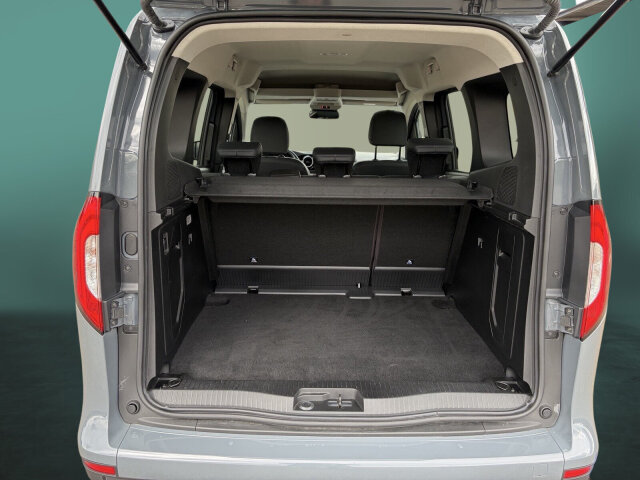 Interne Fahrzeugnr.:: 0923813Ausstattungslinien und -Pakete:  Advantage-Paket,   Aktives Sicherheits-Paket,   Chrom Interieur-Paket,   Edition,   Navigation Paket,   Ohne Aufbauhersteller Sondermodul,   Ohne Paket BAUSTELLE,   Park-Paket,   Progressive,   Sondermodell,   Spiegel-Paket,   Technik-PaketExterieur:  16" Leichtmetallräder,   40,6 cm (16'') LM-Räder im 10-Speichen-Design,   Abdeckung Schiebetürschiene in Wagenfarbe,   Außenspiegel elektr. heranklappbar u. verstellbar,   Außenspiegel lackiert in Wagenfarbe,   ECO Catalysator 90g,   Einstiegsleisten mit "Mercedes-Benz" Schriftzug,   Fenster in Heckklappe mit Wisch- und Waschanlage,   Frontscheibe wärmedämmend,   Gewichtsvariante 2.199 kg,   Griffleiste über Kennzeichen in Wagenfarbe,   Heckklappe,   Heckscheibe heizbar,   Kühlergrill verchromt,   Laderaum-Schiebetür links mit Fenster,   LED High Performance-Scheinwerfer,   Ohne Anhängerkupplung,   Ohne Ladekabel Traktionsbatterie E-Cell,   Ohne Staub-Kit,   Ohne Steinschlagschutz,   Radstand 2716 mm,   Schiebetür rechts mit Fenster,   Standardwegausführung,   Türgriffe lackiert in Wagenfarbe,   Verbrenner,   Vorrüstung für Dachreling,   Wischwasserbehälter mit größerem Volumen,   Zierstab Heckklappe ChromInterieur:  Ambientebeleuchtung,   Armlehne mit Staufach,   Elektrische Fensterheber in Schiebetüren,   Fahrersitz höhenverstellbar mit Lordosestütze,   Fenster fest hinten,   Fensterheber vorn elektr. m. Komfortbedienfunktion,   Fondsitzbank FOLD &amp; LOAD 1/3 : 2/3 teilbar,   Gepäckraumabdeckung,   Handschuhfach, Beifahrerseite, geschlossen,   Innenraumbeleuchtung in LED-Technik,   Innenraumspiegel,   Innenspiegel  automatisch abblendend,   Innenverkleidung gehobene Ausführung,   Klimaanlage,   Klimazone 2 (gemäßigt),   Kopfstützen für Fahrgastraumsitze,   Kraftstofffilter mit Wasserabscheider,   Lederlenkrad,   Mit Gurt Mittelsitz Fond,   Mittelarmlehne ARTICO &amp; Türfelder NEOTEX,   Ohne beheiztes Lenkrad,   Ohne Belüftungsdüsen im Fond,   Ohne Lastschutznetz,   Ohne Sitze in Reihe 3,   Schaltknauf Leder,   Sitzbezugsart Stoff,   Sitzheizung für Fahrer und Beifahrer,   Spiegel in Beifahrer-Sonnenblende,   Spiegel in Fahrer-Sonnenblende,   Steckdose 12 V im Fahrgastraum,   Steckdose 12 V Kofferraum / Laderaum,   Tachometer km/h,   Tasche an Fahrer- und Beifahrerrückenlehne,   Teilbelederte I-Tafel in Ledernachbildung ARTICO,   Teppichboden Fahrgastraum,   Teppichboden Kofferraum,   Tisch und beleuchtete Zierelemente an Rückenlehne,   Warmluftkanal zum Fahrgastraum,   Zierelemente Mattlack Seidenoptik silber,   Zierelement I-Tafel Hochglanzlack schwarzMultimedia:  2 USB Schnittstellen in Mittelkonsole hinten,   Digitales Extra: Erweiterte MBUX Funktionen,   Digitales Extra: Festplatten-Navigation,   Digitales Extra: Remote Services Plus,   Digitales Extra: Smartphone Integration,   Digitales Radio (DAB),   Kabelloses Ladesystem für mobile Endgeräte,   Kombiinstrument mit Farbdisplay,   Kommunikationsmodul (LTE) für digitale Dienste,   Live Traffic Information,   MBUX Multimediasystem inkl. Navigation &amp; DAB,   Mercedes-Benz Notrufsystem,   Navigation PLUS,   Sprache Kombiinstrument - deutsch,   Vorrüstung für Digitale ExtrasKomfort und Umwelt:  7-Gang-Automatikgetriebe,   Aktiver Park-Assistent,   Aktiver Spurhalte-Assistent,   Attention Assist,   Berganfahrhilfe,   Colorverglasung im Fond, Schwarzglas,   Diesel,   ECO Start-Stop Funktion,   Fernlichtassistent,   i-Size Kindersitzbefestigung,   Keyless-Go,   Lenkrad in Neigung und Höhe verstellbar,   Licht- und Regensensor,   Multifunktionslenkrad,   Partikelfilter,   Rückfahrkamera,   Tempomat,   Totwinkel-Assistent,   Verkehrszeichen-Assistent,   Zuheizer  elektrischSicherheit:  Airbag Fahrer und Beifahrer,   Aktiver Brems-Assistent,   Automatische Beifahrerairbag-Abschaltung,   Bremsanlage mit ABS und ASR,   elek. Feststellbremse,   Elektronisches Stabilitätsprogramm (ESP),   Gurtwarneinrichtung für Fahrer, Beifahrer und Fond,   Kindersicherung Türen und Fenster im Fahrgastraum,   Mittenairbag, Thorax-Sidebags, Windowbags v. + h.,   Ohne Einbruch-/Diebstahlwarnanlage,   Reifendrucküberwachung an VA u. HA, drahtlos,   Unterbodenschutz KunststoffZustand/Papiere:  LuxuskombiWeiteres:  Beifahrersitz, höhenverstellbar,   Hersteller Mercedes-Benz AG,   Ledernachbildung ARTICO / Mikrofaser MICROCUT,   Markenumfang Mercedes-Benz,   Nutzlast Serie,   Ohne Ablagefach auf Instrumententafel,   Ohne aktiver Lenkassistent,   Ohne Aufbauhersteller Schnittstelle,   Ohne Double Lock,   Ohne Drehzahlanhebung mit Konstanthaltung,   Ohne Generator verstärkt,   Ohne Geschwindigkeitsbegrenzung,   Ohne Nebellampen.