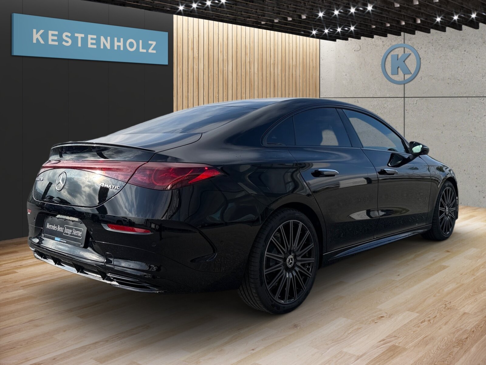 Ausstattungslinien und -Pakete:  AMG Line:  AMG Line Plus,   AMG Styling:  KEYLESS-GO Komfort-Paket mit Digitalem Extra,   Memory-Paket:  Night-Paket:  Premium-Paket mit digitalen Extras,   Spiegel-Paket:  USB-Paket PlusExterieur:  19" AMG Leichtmetallräder im Vielspeichen-Design,   AMG Abrisskante,   Fahrzeug mit Linkslenkung,   Flächenbündige Türgriffe,   HOTEND TECHNOLOGY TYP II-E,   Hybrid Antrieb mit 48-Volt-Technologie,   Identifikationsschild mit VIN-Nummer,   KURZSTRECKENRADAR - FRONT,   Kühlergrill beleuchtet mit Mercedes-Benz Pattern in Chrom,   Leuchtenband hinten,   Multibeam LED:  PTC-Zuheizer 48V,   Radgröße 19" Rundum Variante 1,   SPEED- + LOADINDEX 93W XL,   Sportlicher Motorsound:  Steuer-Code - Funktion GSR-ISA,   Steuercode für Aktionierungssteuerung WLTP,   Steuercode Umstellung WLTP mit RDE,   Umfeldbeleuchtung mit animierter Projektion des Mercedes-Benz Pattern, 2-fach,   Wärmedämmend dunkel getöntes GlasInterieur:  4-Wege-Lordosenstütze,   12-V-Steckdose für Beifahrer,   Ambientebeleuchtung:  Armlehne im Fond,   Bedienungsanleitung und Serviceinformation - deutsch,   Einstiegsleisten beleuchtet mit Wechselcover,   Innenhimmel Stoff schwarz,   Klimatisierungsautomatik Thermotronic:  Serviceintervall 25.000 km:  Sitzbelegungserkennung für Fondsitze,   Sitzheizung für Fahrer und Beifahrer,   Sportsitze:  Wendematte Kofferraum in Schwarz,   Zierelemente Aluminium mit Carbonschliff hell:Multimedia:  Digitales Extra: Android Auto,   Digitales Extra: Apple CarPlay,   Digitales Extra: Geschwindigkeitslimit-Funktion,   Digitales Extra: MB.DRIVE PARKING ASSIST 360,   Digitales Extra: MB.DRIVE Standard,   Digitales Extra: MBUX Live Traffic Information,   Digitales Extra: MBUX Navigation,   Digitales Extra: MBUX Smartphone Integration,   Digitales Extra: Streckenbasierte Geschwindigkeits-Anpassung,   Digitales Extra: Wiederanfahr-Funktion,   Digitales Radio:  Fahrerdisplay,   Gesichtserkennung,   Headunit Länderset für ECE (NTG 7),   Kabelloses Ladesystem für mobile Endgeräte vorn:  Kommunikationsmodul (5G) für die Nutzung von Digitalen Extras,   MBUX Multimediasystem:  MBUX Superscreen,   Mercedes-Benz Notrufsystem:  Sprache Kombiinstrument - deutsch,   Techn. Kommunikationsmodulvariante für ECE,   UWB Modul,   Vorrüstung für digitalen Fahrzeugschlüssel für Smartphone,   Zentraldisplay:Komfort und Umwelt:  Adaptiver Fernlicht-Assistent Plus:  Ausweichlenk-Funktion,   Digitales Extra: Park-Assistent,   Digitales Extra: Parktronic,   Digitales Extra: Verkehrszeichen-Assistent,   Fahrassistenz-System: Nothalt-Assistent,   Fahrassistenzsysteme Gen6 - Base,   Geschwindigkeitslimit-Assistent,   Hands-Free Access,   i-Size Kindersitzbefestigung,   Keyless-Go,   Kofferraumdeckel-Komfortschließung,   Komfortfahrwerk mit Tieferlegung,   Limiter - Funktion,   Manövrier-Assistent,   Multifunktions-Sportlenkrad in Leder Nappa:  Panoramadach:  Parktronic-System (PTS),   Passive Personenanwesenheitserinnerung,   Rückfahrkamera:  Selfie- und Videokamera,   Spurhalte-Funktion,   Surround View System,   Totwinkel-Assistent:  Totwinkel-Assistent PlusSicherheit:  Abstandsregeltempomat DISTRONIC PLUS,   Akustischer Umfeldschutz,   Ausstiegswarnung,   Automatische Beifahrerairbag-Abschaltung,   Bremsassistent:  Deaktivierung Schließrückmeldung über Fanfare,   Kneebag:  MANUFAKTUR Sicherheitsgurte rot,   Mittenairbag:  Rating Länderset EURO-NCAP,   Reifendruckkontrolle (RDK):Weiteres:  8G-eDCT Doppelkupplungsgetriebe Automatisch 8-Gang,   ABSCHALT-TECHNOLOGIE DER ON-DEMAND-DIENSTE,   AGGREGATE-TRENNWAND,   COLDEND TECHNIK TYP 0,   Digitales Extra: MBUX Entertainment 3 Jahre,   Digitales Extra: Standard,   EU6-TECHNIKUMFANG,   Kältemittel 1234yf,   Modelljahrcode:  PREP. - AUTOMATIC SPEED CONTROL,   PREP. - EXTENDED RESTART BY STOP AND GO TRAFFIC,   PREPARATION - ACTIVE BLIND SPOT MONITORING (ABSM),   PREPARATION - ACTIVE LANE CHANGE ASSIST (ALCA),   PREPARATION - ACTIVE LANE STEERING ASSIST (ALSA),   PREPARATION - ADAPTIVE CRUISE CONTROL (ACC),   PREPARATION - AUTOMATED PARKING ASSIST (APA),   PREPARATION - EXTENDED TRAFFIC SIGN ASSIST (ETSA),   PREPARATION - SPEED ADJUSTMENT TRACK-BASED,   PRODUKTIONSSTANDORT FAHRZEUG RASTATT,   SC - ZUSATZ-ECALL-MODUL,   SC AKTUALISIERUNG GETRIEBE-SOFTWARE INKL. GETRIEBE,   STEERING CODE - OUTPUT ACTIV AES-FLAG,   Steuercode Funktion Radio Standard AM/FM,   Steuercode Vertrieb  f. Code 475,   TRANSMISSION WINDSHIELD RANGE 1,   WIPPS-Laender WEU+COC,   Änderungsjahr 25/2.