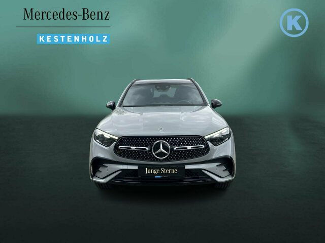 Interne Fahrzeugnr.:: 0923857Ausstattungslinien und -Pakete:  Ablage-Paket,   Advanced-Plus-Paket mit  Digitalen Extras,   AMG Line Advanced Plus,   AMG Line Exterieur,   AMG Line Interieur,   Chrom-Paket,   Chrom-Paket Interieur,   Fahrassistenz-Paket Plus,   Innenraum-Lichtpaket,   Kofferraumkomfort-Paket,   Memory-Paket,   Night-Paket,   Park-Paket mit 360 Grad-Kamera,   Spiegel-Paket,   USB-Paket,   Winter-PaketExterieur:  50,8 cm (20") AMG Leichtmetallräder im 5-Speichen-Design,   AIRPANEL,   Anhängevorrichtung mit ESP® Anhängerstabilisierung,   Außenspiegel elektrisch anklappbar,   Bremsanlage mit größeren Bremsscheiben an der Vorderachse,   Dachreling schwarz,   Diesel-Abgasreinigung mit SDPF,   Diesel-Abgasreinigungsanlage BlueTEC SCR Generation 4,   DIGITAL LIGHT,   Einstiegsleisten mit "Mercedes-Benz" Schriftzug, beleuchtet und mit Wechselcover,   Hintere Sensoren für Spurhalte-Assistent,   Mild Hybrid Antrieb,   Radlaufverbreiterung,   Radlaufverkleidungen in Wagenfarbe,   Scheibenwaschanlage beheizt,   Scheibenwischer mit Regensensor,   Sportlicher Motorsound,   Umfeldbeleuchtung mit Projektion des Markenlogos,   Vorrüstung für Projektionsfunktion Animationen,   Vorrüstung für Projektionsfunktion Symbole,   Wärmedämmend dunkel getöntes GlasInterieur:  4-Wege-Lordosenstütze,   12V-Steckdose im Gepäckraum,   Ambientebeleuchtung,   AMG Fußmatten,   Bedienungsanleitung und Serviceinformation - deutsch,   Doppelcupholder,   Durchlademöglichkeit,   EASY-PACK Laderaumabdeckung,   Innenhimmel Stoff schwarz,   Innenspiegel automatisch abblendend,   Instrumententafel und Bordkanten in Ledernachbildung ARTICO in Nappaoptik,   Klimatisierungsautomatik THERMATIC,   Leder,   Mittelkonsole Metallstruktur,   Sitz-Komfortauflage,   Sitzheizung für Fahrer und Beifahrer,   Sportsitze,   Zierelemente Holz Linde linestructure anthrazit offenporigMultimedia:  Advanced Soundsystem,   Ambientebeleuchtung Plus,   Android Auto,   Apple CarPlay,   Digitales Extra: Erweiterte Funktionen MBUX,   Digitales Extra: MBUX Navigation Premium,   Digitales Extra: Remote Services,   Digitales Extra: Smartphone Integration,   Digitales Extra: Vorrüstung für Live Traffic Information,   Digitales Extra: Vorrüstung für Navigationsdienste,   Digitales Radio,   Fahrerdisplay,   Festplatten-Navigation,   Kabelloses Ladesystem für mobile Endgeräte vorn,   Kommunikationsmodul (5G) für die Nutzung von Mercedes me connect Diensten,   MBUX Multimediasystem,   Mercedes-Benz Notrufsystem,   Sprache Kombiinstrument - deutsch,   Techn. Kommunikationsmodulvariante für ECE,   Vorrüstung für digitale Schlüsselübergabe,   Vorrüstung für digitales Radio,   ZentraldisplayKomfort und Umwelt:  9G-TRONIC,   Abgasreinigung EURO 6 Technik,   Adaptiver Fernlicht-Assistent Plus,   Aktiver Geschwindigkeitslimit-Assistent,   Aktiver Park-Assistent mit PARKTRONIC,   Aktiver Spurhalte-Assistent,   Aktiver Spurwechselassistent,   Ausweichunterstützung (Ausweichassistent),   Automatischer Spurwechsel-Assistent,   Digitales Extra: Verkehrszeichen-Assistent,   Dynamic Select,   Easy-Pack Heckklappe,   Erweitertes automatisches Wiederanfahren im Stau,   i-Size Kindersitzbefestigung,   KEYLESS-GO Start-Funktion,   Lenkradheizung,   Multifunktions-Sportlenkrad in Leder Nappa,   Nothalt-Assistent mit Hands-off Spurwechsel Software,   Panorama-Schiebedach,   Passive Personenanwesenheitserinnerung,   Sportfahrwerk,   Streckenbasierte Geschwindigkeitsanpassung,   Vordersitz links elektrisch verstellbar mit Memory-Funktion,   Vordersitz rechts elektrisch verstellbar mit Memory-FunktionSicherheit:  Aktiver Abstands-Assistent DISTRONIC,   Distronic Plus Querunterstützung (DTR+Q),   Einbruch- und Diebstahlwarnanlage mit Vorrüstung für Kollisionserkennung,   Fingerabdrucksensor,   GUARD 360° Fahrzeugschutz Plus mit Digitalen Extras,   Innenraumabsicherung,   Innenraumabsicherung über Fahrzeughupe,   Mittenairbag,   PRE-SAFE-System Impuls Seite,   PRE-SAFE ® -System,   Reifendruckkontrolle (RDK),   Vorrüstung für GUARD 360° ServicesWeiteres:  Fahrassistenz-System: Rettungsgassen-Assistent,   Modelljahrcode,   Vorrüstung für Projektionsfunktion Linien.