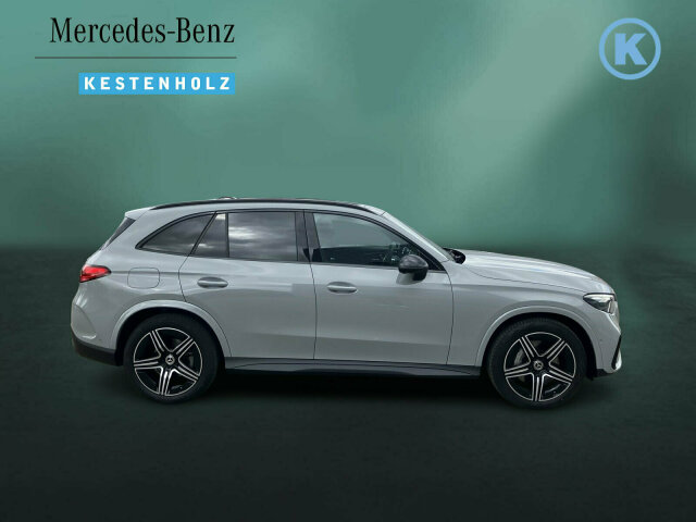 Interne Fahrzeugnr.:: 0923857Ausstattungslinien und -Pakete:  Ablage-Paket,   Advanced-Plus-Paket mit  Digitalen Extras,   AMG Line Advanced Plus,   AMG Line Exterieur,   AMG Line Interieur,   Chrom-Paket,   Chrom-Paket Interieur,   Fahrassistenz-Paket Plus,   Innenraum-Lichtpaket,   Kofferraumkomfort-Paket,   Memory-Paket,   Night-Paket,   Park-Paket mit 360 Grad-Kamera,   Spiegel-Paket,   USB-Paket,   Winter-PaketExterieur:  50,8 cm (20") AMG Leichtmetallräder im 5-Speichen-Design,   AIRPANEL,   Anhängevorrichtung mit ESP® Anhängerstabilisierung,   Außenspiegel elektrisch anklappbar,   Bremsanlage mit größeren Bremsscheiben an der Vorderachse,   Dachreling schwarz,   Diesel-Abgasreinigung mit SDPF,   Diesel-Abgasreinigungsanlage BlueTEC SCR Generation 4,   DIGITAL LIGHT,   Einstiegsleisten mit "Mercedes-Benz" Schriftzug, beleuchtet und mit Wechselcover,   Hintere Sensoren für Spurhalte-Assistent,   Mild Hybrid Antrieb,   Radlaufverbreiterung,   Radlaufverkleidungen in Wagenfarbe,   Scheibenwaschanlage beheizt,   Scheibenwischer mit Regensensor,   Sportlicher Motorsound,   Umfeldbeleuchtung mit Projektion des Markenlogos,   Vorrüstung für Projektionsfunktion Animationen,   Vorrüstung für Projektionsfunktion Symbole,   Wärmedämmend dunkel getöntes GlasInterieur:  4-Wege-Lordosenstütze,   12V-Steckdose im Gepäckraum,   Ambientebeleuchtung,   AMG Fußmatten,   Bedienungsanleitung und Serviceinformation - deutsch,   Doppelcupholder,   Durchlademöglichkeit,   EASY-PACK Laderaumabdeckung,   Innenhimmel Stoff schwarz,   Innenspiegel automatisch abblendend,   Instrumententafel und Bordkanten in Ledernachbildung ARTICO in Nappaoptik,   Klimatisierungsautomatik THERMATIC,   Leder,   Mittelkonsole Metallstruktur,   Sitz-Komfortauflage,   Sitzheizung für Fahrer und Beifahrer,   Sportsitze,   Zierelemente Holz Linde linestructure anthrazit offenporigMultimedia:  Advanced Soundsystem,   Ambientebeleuchtung Plus,   Android Auto,   Apple CarPlay,   Digitales Extra: Erweiterte Funktionen MBUX,   Digitales Extra: MBUX Navigation Premium,   Digitales Extra: Remote Services,   Digitales Extra: Smartphone Integration,   Digitales Extra: Vorrüstung für Live Traffic Information,   Digitales Extra: Vorrüstung für Navigationsdienste,   Digitales Radio,   Fahrerdisplay,   Festplatten-Navigation,   Kabelloses Ladesystem für mobile Endgeräte vorn,   Kommunikationsmodul (5G) für die Nutzung von Mercedes me connect Diensten,   MBUX Multimediasystem,   Mercedes-Benz Notrufsystem,   Sprache Kombiinstrument - deutsch,   Techn. Kommunikationsmodulvariante für ECE,   Vorrüstung für digitale Schlüsselübergabe,   Vorrüstung für digitales Radio,   ZentraldisplayKomfort und Umwelt:  9G-TRONIC,   Abgasreinigung EURO 6 Technik,   Adaptiver Fernlicht-Assistent Plus,   Aktiver Geschwindigkeitslimit-Assistent,   Aktiver Park-Assistent mit PARKTRONIC,   Aktiver Spurhalte-Assistent,   Aktiver Spurwechselassistent,   Ausweichunterstützung (Ausweichassistent),   Automatischer Spurwechsel-Assistent,   Digitales Extra: Verkehrszeichen-Assistent,   Dynamic Select,   Easy-Pack Heckklappe,   Erweitertes automatisches Wiederanfahren im Stau,   i-Size Kindersitzbefestigung,   KEYLESS-GO Start-Funktion,   Lenkradheizung,   Multifunktions-Sportlenkrad in Leder Nappa,   Nothalt-Assistent mit Hands-off Spurwechsel Software,   Panorama-Schiebedach,   Passive Personenanwesenheitserinnerung,   Sportfahrwerk,   Streckenbasierte Geschwindigkeitsanpassung,   Vordersitz links elektrisch verstellbar mit Memory-Funktion,   Vordersitz rechts elektrisch verstellbar mit Memory-FunktionSicherheit:  Aktiver Abstands-Assistent DISTRONIC,   Distronic Plus Querunterstützung (DTR+Q),   Einbruch- und Diebstahlwarnanlage mit Vorrüstung für Kollisionserkennung,   Fingerabdrucksensor,   GUARD 360° Fahrzeugschutz Plus mit Digitalen Extras,   Innenraumabsicherung,   Innenraumabsicherung über Fahrzeughupe,   Mittenairbag,   PRE-SAFE-System Impuls Seite,   PRE-SAFE ® -System,   Reifendruckkontrolle (RDK),   Vorrüstung für GUARD 360° ServicesWeiteres:  Fahrassistenz-System: Rettungsgassen-Assistent,   Modelljahrcode,   Vorrüstung für Projektionsfunktion Linien.
