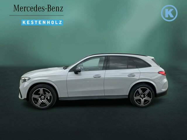 Interne Fahrzeugnr.:: 0923857Ausstattungslinien und -Pakete:  Ablage-Paket,   Advanced-Plus-Paket mit  Digitalen Extras,   AMG Line Advanced Plus,   AMG Line Exterieur,   AMG Line Interieur,   Chrom-Paket,   Chrom-Paket Interieur,   Fahrassistenz-Paket Plus,   Innenraum-Lichtpaket,   Kofferraumkomfort-Paket,   Memory-Paket,   Night-Paket,   Park-Paket mit 360 Grad-Kamera,   Spiegel-Paket,   USB-Paket,   Winter-PaketExterieur:  50,8 cm (20") AMG Leichtmetallräder im 5-Speichen-Design,   AIRPANEL,   Anhängevorrichtung mit ESP® Anhängerstabilisierung,   Außenspiegel elektrisch anklappbar,   Bremsanlage mit größeren Bremsscheiben an der Vorderachse,   Dachreling schwarz,   Diesel-Abgasreinigung mit SDPF,   Diesel-Abgasreinigungsanlage BlueTEC SCR Generation 4,   DIGITAL LIGHT,   Einstiegsleisten mit "Mercedes-Benz" Schriftzug, beleuchtet und mit Wechselcover,   Hintere Sensoren für Spurhalte-Assistent,   Mild Hybrid Antrieb,   Radlaufverbreiterung,   Radlaufverkleidungen in Wagenfarbe,   Scheibenwaschanlage beheizt,   Scheibenwischer mit Regensensor,   Sportlicher Motorsound,   Umfeldbeleuchtung mit Projektion des Markenlogos,   Vorrüstung für Projektionsfunktion Animationen,   Vorrüstung für Projektionsfunktion Symbole,   Wärmedämmend dunkel getöntes GlasInterieur:  4-Wege-Lordosenstütze,   12V-Steckdose im Gepäckraum,   Ambientebeleuchtung,   AMG Fußmatten,   Bedienungsanleitung und Serviceinformation - deutsch,   Doppelcupholder,   Durchlademöglichkeit,   EASY-PACK Laderaumabdeckung,   Innenhimmel Stoff schwarz,   Innenspiegel automatisch abblendend,   Instrumententafel und Bordkanten in Ledernachbildung ARTICO in Nappaoptik,   Klimatisierungsautomatik THERMATIC,   Leder,   Mittelkonsole Metallstruktur,   Sitz-Komfortauflage,   Sitzheizung für Fahrer und Beifahrer,   Sportsitze,   Zierelemente Holz Linde linestructure anthrazit offenporigMultimedia:  Advanced Soundsystem,   Ambientebeleuchtung Plus,   Android Auto,   Apple CarPlay,   Digitales Extra: Erweiterte Funktionen MBUX,   Digitales Extra: MBUX Navigation Premium,   Digitales Extra: Remote Services,   Digitales Extra: Smartphone Integration,   Digitales Extra: Vorrüstung für Live Traffic Information,   Digitales Extra: Vorrüstung für Navigationsdienste,   Digitales Radio,   Fahrerdisplay,   Festplatten-Navigation,   Kabelloses Ladesystem für mobile Endgeräte vorn,   Kommunikationsmodul (5G) für die Nutzung von Mercedes me connect Diensten,   MBUX Multimediasystem,   Mercedes-Benz Notrufsystem,   Sprache Kombiinstrument - deutsch,   Techn. Kommunikationsmodulvariante für ECE,   Vorrüstung für digitale Schlüsselübergabe,   Vorrüstung für digitales Radio,   ZentraldisplayKomfort und Umwelt:  9G-TRONIC,   Abgasreinigung EURO 6 Technik,   Adaptiver Fernlicht-Assistent Plus,   Aktiver Geschwindigkeitslimit-Assistent,   Aktiver Park-Assistent mit PARKTRONIC,   Aktiver Spurhalte-Assistent,   Aktiver Spurwechselassistent,   Ausweichunterstützung (Ausweichassistent),   Automatischer Spurwechsel-Assistent,   Digitales Extra: Verkehrszeichen-Assistent,   Dynamic Select,   Easy-Pack Heckklappe,   Erweitertes automatisches Wiederanfahren im Stau,   i-Size Kindersitzbefestigung,   KEYLESS-GO Start-Funktion,   Lenkradheizung,   Multifunktions-Sportlenkrad in Leder Nappa,   Nothalt-Assistent mit Hands-off Spurwechsel Software,   Panorama-Schiebedach,   Passive Personenanwesenheitserinnerung,   Sportfahrwerk,   Streckenbasierte Geschwindigkeitsanpassung,   Vordersitz links elektrisch verstellbar mit Memory-Funktion,   Vordersitz rechts elektrisch verstellbar mit Memory-FunktionSicherheit:  Aktiver Abstands-Assistent DISTRONIC,   Distronic Plus Querunterstützung (DTR+Q),   Einbruch- und Diebstahlwarnanlage mit Vorrüstung für Kollisionserkennung,   Fingerabdrucksensor,   GUARD 360° Fahrzeugschutz Plus mit Digitalen Extras,   Innenraumabsicherung,   Innenraumabsicherung über Fahrzeughupe,   Mittenairbag,   PRE-SAFE-System Impuls Seite,   PRE-SAFE ® -System,   Reifendruckkontrolle (RDK),   Vorrüstung für GUARD 360° ServicesWeiteres:  Fahrassistenz-System: Rettungsgassen-Assistent,   Modelljahrcode,   Vorrüstung für Projektionsfunktion Linien.