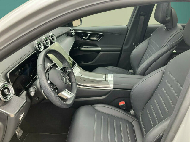 Interne Fahrzeugnr.:: 0923857Ausstattungslinien und -Pakete:  Ablage-Paket,   Advanced-Plus-Paket mit  Digitalen Extras,   AMG Line Advanced Plus,   AMG Line Exterieur,   AMG Line Interieur,   Chrom-Paket,   Chrom-Paket Interieur,   Fahrassistenz-Paket Plus,   Innenraum-Lichtpaket,   Kofferraumkomfort-Paket,   Memory-Paket,   Night-Paket,   Park-Paket mit 360 Grad-Kamera,   Spiegel-Paket,   USB-Paket,   Winter-PaketExterieur:  50,8 cm (20") AMG Leichtmetallräder im 5-Speichen-Design,   AIRPANEL,   Anhängevorrichtung mit ESP® Anhängerstabilisierung,   Außenspiegel elektrisch anklappbar,   Bremsanlage mit größeren Bremsscheiben an der Vorderachse,   Dachreling schwarz,   Diesel-Abgasreinigung mit SDPF,   Diesel-Abgasreinigungsanlage BlueTEC SCR Generation 4,   DIGITAL LIGHT,   Einstiegsleisten mit "Mercedes-Benz" Schriftzug, beleuchtet und mit Wechselcover,   Hintere Sensoren für Spurhalte-Assistent,   Mild Hybrid Antrieb,   Radlaufverbreiterung,   Radlaufverkleidungen in Wagenfarbe,   Scheibenwaschanlage beheizt,   Scheibenwischer mit Regensensor,   Sportlicher Motorsound,   Umfeldbeleuchtung mit Projektion des Markenlogos,   Vorrüstung für Projektionsfunktion Animationen,   Vorrüstung für Projektionsfunktion Symbole,   Wärmedämmend dunkel getöntes GlasInterieur:  4-Wege-Lordosenstütze,   12V-Steckdose im Gepäckraum,   Ambientebeleuchtung,   AMG Fußmatten,   Bedienungsanleitung und Serviceinformation - deutsch,   Doppelcupholder,   Durchlademöglichkeit,   EASY-PACK Laderaumabdeckung,   Innenhimmel Stoff schwarz,   Innenspiegel automatisch abblendend,   Instrumententafel und Bordkanten in Ledernachbildung ARTICO in Nappaoptik,   Klimatisierungsautomatik THERMATIC,   Leder,   Mittelkonsole Metallstruktur,   Sitz-Komfortauflage,   Sitzheizung für Fahrer und Beifahrer,   Sportsitze,   Zierelemente Holz Linde linestructure anthrazit offenporigMultimedia:  Advanced Soundsystem,   Ambientebeleuchtung Plus,   Android Auto,   Apple CarPlay,   Digitales Extra: Erweiterte Funktionen MBUX,   Digitales Extra: MBUX Navigation Premium,   Digitales Extra: Remote Services,   Digitales Extra: Smartphone Integration,   Digitales Extra: Vorrüstung für Live Traffic Information,   Digitales Extra: Vorrüstung für Navigationsdienste,   Digitales Radio,   Fahrerdisplay,   Festplatten-Navigation,   Kabelloses Ladesystem für mobile Endgeräte vorn,   Kommunikationsmodul (5G) für die Nutzung von Mercedes me connect Diensten,   MBUX Multimediasystem,   Mercedes-Benz Notrufsystem,   Sprache Kombiinstrument - deutsch,   Techn. Kommunikationsmodulvariante für ECE,   Vorrüstung für digitale Schlüsselübergabe,   Vorrüstung für digitales Radio,   ZentraldisplayKomfort und Umwelt:  9G-TRONIC,   Abgasreinigung EURO 6 Technik,   Adaptiver Fernlicht-Assistent Plus,   Aktiver Geschwindigkeitslimit-Assistent,   Aktiver Park-Assistent mit PARKTRONIC,   Aktiver Spurhalte-Assistent,   Aktiver Spurwechselassistent,   Ausweichunterstützung (Ausweichassistent),   Automatischer Spurwechsel-Assistent,   Digitales Extra: Verkehrszeichen-Assistent,   Dynamic Select,   Easy-Pack Heckklappe,   Erweitertes automatisches Wiederanfahren im Stau,   i-Size Kindersitzbefestigung,   KEYLESS-GO Start-Funktion,   Lenkradheizung,   Multifunktions-Sportlenkrad in Leder Nappa,   Nothalt-Assistent mit Hands-off Spurwechsel Software,   Panorama-Schiebedach,   Passive Personenanwesenheitserinnerung,   Sportfahrwerk,   Streckenbasierte Geschwindigkeitsanpassung,   Vordersitz links elektrisch verstellbar mit Memory-Funktion,   Vordersitz rechts elektrisch verstellbar mit Memory-FunktionSicherheit:  Aktiver Abstands-Assistent DISTRONIC,   Distronic Plus Querunterstützung (DTR+Q),   Einbruch- und Diebstahlwarnanlage mit Vorrüstung für Kollisionserkennung,   Fingerabdrucksensor,   GUARD 360° Fahrzeugschutz Plus mit Digitalen Extras,   Innenraumabsicherung,   Innenraumabsicherung über Fahrzeughupe,   Mittenairbag,   PRE-SAFE-System Impuls Seite,   PRE-SAFE ® -System,   Reifendruckkontrolle (RDK),   Vorrüstung für GUARD 360° ServicesWeiteres:  Fahrassistenz-System: Rettungsgassen-Assistent,   Modelljahrcode,   Vorrüstung für Projektionsfunktion Linien.