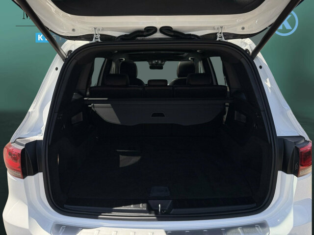 Interne Fahrzeugnr.:: 0923891Ausstattungslinien und -Pakete:  AMG Line,   AMG Night-Paket,   ENERGIZING Paket Plus,   Fahrassistenz-Paket,   Licht- und Sicht-Paket,   MBUX High-End-Paket,   Park-Paket mit 360 Grad-Kamera,   Sitzkomfort-Paket,   Spiegel-PaketExterieur:  50,8 cm (20") AMG Leichtmetallräder im 5-Doppelspeichen-Design,   AMG DYNAMIC SELECT,   AMG Ride Control Fahrwerk,   Außenspiegel elektrisch anklappbar,   Außenspiegel fahrerseitig automatisch abblendend,   Dachreling schwarz,   Kraftstoffbehälter mit größerem Inhalt,   Multibeam LED,   Scheibenwaschanlage beheizt,   Scheibenwischer mit Regensensor,   Wärmedämmend dunkel getöntes GlasInterieur:  4-Wege-Lordosenstütze,   Ablagefach in Mittelkonsole mit Rollo,   Ambientebeleuchtung,   AMG Fußmatten,   Armlehne im Fond,   Bedienungsanleitung und Serviceinformation - deutsch,   designo Sicherheitsgurte rot,   Doppelcupholder,   Gepäcknetz an Fahrer- und Beifahrerlehne,   Innenhimmel Stoff schwarz,   Klimatisierungsautomatik Thermotronic,   Sitzheizung für Fahrer und Beifahrer,   Sitzlehnen im Fond klappbar,   Sonnenblende mit beleuchtetem Make-up-Spiegel,   Sportsitze,   Touchpad,   Zierelemente CarbonstrukturMultimedia:  Advanced Soundsystem,   Android Auto,   Apple CarPlay,   Central Media Display,   Digitales Extra: Erweiterte Funktionen MBUX,   Digitales Extra: Festplatten-Navigation,   Digitales Extra: MBUX Augmented Reality für Navigation,   Digitales Extra: MBUX Navigation Plus,   Digitales Extra: Smartphone Integration,   Digitales Extra: Vorrüstung für Live Traffic Information,   Digitales Extra: Vorrüstung für Navigationsdienste,   Digitales Radio,   GPS-Antenne,   Kabelloses Ladesystem für mobile Endgeräte vorn,   Kommunikationsmodul für die Nutzung von Mercedes connect me Diensten,   MBUX Multimediasystem,   Mercedes-Benz Notrufsystem,   Sprache Kombiinstrument - deutsch,   Techn. Kommunikationsmodulvariante für ECE,   Volldigitales Instrumenten-Display,   Vorrüstung für Car Sharing,   Vorrüstung für digitales Radio,   Vorrüstung für Fahrzeug Monitoring,   Vorrüstung für Fahrzeug SetupKomfort und Umwelt:  Abgasreinigung EURO 6 Technik,   Adaptiver Fernlicht-Assistent Plus,   Aktiver Geschwindigkeitslimit-Assistent,   Aktiver Lenk-Assistent,   Aktiver Park-Assistent mit PARKTRONIC,   Aktiver Spurwechselassistent,   aktive Verstelldämpfung "Normally open",   AMG SPEEDSHIFT DCT 8G,   Digitales Extra: Verkehrszeichen-Assistent,   Direktlenkung,   Easy-Pack Heckklappe,   Erweitertes automatisches Wiederanfahren im Stau,   Fahrersitz elektrisch einstellbar mit Memory-Funktion,   Galvanisierte Lenkradschaltpaddles,   i-Size Kindersitzbefestigung,   Keyless-Go,   Keyless-Go Komfort Paket,   Multifunktions-Sportlenkrad in Leder Nappa,   Ottopartikelfilter,   Panorama-Schiebedach,   Streckenbasierte GeschwindigkeitsanpassungSicherheit:  Aktiver Abstands-Assistent DISTRONIC,   Ausstiegswarnfunktion,   Automatische Beifahrerairbag-Abschaltung,   Fußgängerschutz,   Kneebag,   Lenkradbedienung für Aktiven Abstands-Assistent DISTRONIC,   PRE-SAFE ® -System,   Reifendruckkontrolle (RDK),   Sidebags im FondWeiteres:  Ledernachbildung ARTICO / Mikrofaser MICROCUT Polsterung Ledernachbildung ARTICO / Mikrofaser MICROC,   Modelljahrcode.