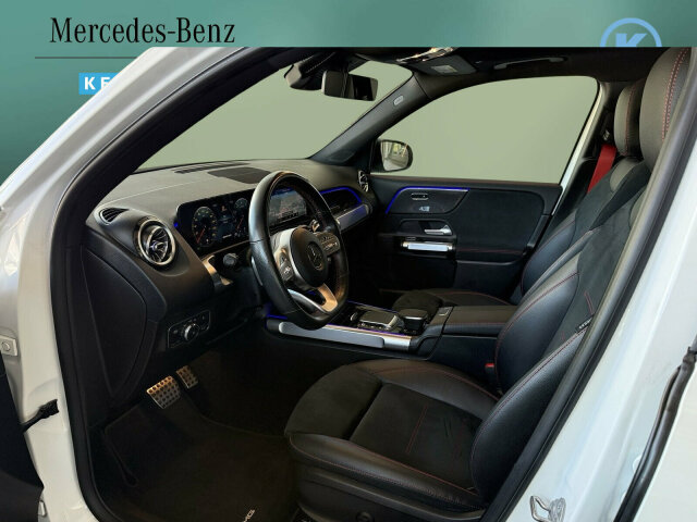 Interne Fahrzeugnr.:: 0923891Ausstattungslinien und -Pakete:  AMG Line,   AMG Night-Paket,   ENERGIZING Paket Plus,   Fahrassistenz-Paket,   Licht- und Sicht-Paket,   MBUX High-End-Paket,   Park-Paket mit 360 Grad-Kamera,   Sitzkomfort-Paket,   Spiegel-PaketExterieur:  50,8 cm (20") AMG Leichtmetallräder im 5-Doppelspeichen-Design,   AMG DYNAMIC SELECT,   AMG Ride Control Fahrwerk,   Außenspiegel elektrisch anklappbar,   Außenspiegel fahrerseitig automatisch abblendend,   Dachreling schwarz,   Kraftstoffbehälter mit größerem Inhalt,   Multibeam LED,   Scheibenwaschanlage beheizt,   Scheibenwischer mit Regensensor,   Wärmedämmend dunkel getöntes GlasInterieur:  4-Wege-Lordosenstütze,   Ablagefach in Mittelkonsole mit Rollo,   Ambientebeleuchtung,   AMG Fußmatten,   Armlehne im Fond,   Bedienungsanleitung und Serviceinformation - deutsch,   designo Sicherheitsgurte rot,   Doppelcupholder,   Gepäcknetz an Fahrer- und Beifahrerlehne,   Innenhimmel Stoff schwarz,   Klimatisierungsautomatik Thermotronic,   Sitzheizung für Fahrer und Beifahrer,   Sitzlehnen im Fond klappbar,   Sonnenblende mit beleuchtetem Make-up-Spiegel,   Sportsitze,   Touchpad,   Zierelemente CarbonstrukturMultimedia:  Advanced Soundsystem,   Android Auto,   Apple CarPlay,   Central Media Display,   Digitales Extra: Erweiterte Funktionen MBUX,   Digitales Extra: Festplatten-Navigation,   Digitales Extra: MBUX Augmented Reality für Navigation,   Digitales Extra: MBUX Navigation Plus,   Digitales Extra: Smartphone Integration,   Digitales Extra: Vorrüstung für Live Traffic Information,   Digitales Extra: Vorrüstung für Navigationsdienste,   Digitales Radio,   GPS-Antenne,   Kabelloses Ladesystem für mobile Endgeräte vorn,   Kommunikationsmodul für die Nutzung von Mercedes connect me Diensten,   MBUX Multimediasystem,   Mercedes-Benz Notrufsystem,   Sprache Kombiinstrument - deutsch,   Techn. Kommunikationsmodulvariante für ECE,   Volldigitales Instrumenten-Display,   Vorrüstung für Car Sharing,   Vorrüstung für digitales Radio,   Vorrüstung für Fahrzeug Monitoring,   Vorrüstung für Fahrzeug SetupKomfort und Umwelt:  Abgasreinigung EURO 6 Technik,   Adaptiver Fernlicht-Assistent Plus,   Aktiver Geschwindigkeitslimit-Assistent,   Aktiver Lenk-Assistent,   Aktiver Park-Assistent mit PARKTRONIC,   Aktiver Spurwechselassistent,   aktive Verstelldämpfung "Normally open",   AMG SPEEDSHIFT DCT 8G,   Digitales Extra: Verkehrszeichen-Assistent,   Direktlenkung,   Easy-Pack Heckklappe,   Erweitertes automatisches Wiederanfahren im Stau,   Fahrersitz elektrisch einstellbar mit Memory-Funktion,   Galvanisierte Lenkradschaltpaddles,   i-Size Kindersitzbefestigung,   Keyless-Go,   Keyless-Go Komfort Paket,   Multifunktions-Sportlenkrad in Leder Nappa,   Ottopartikelfilter,   Panorama-Schiebedach,   Streckenbasierte GeschwindigkeitsanpassungSicherheit:  Aktiver Abstands-Assistent DISTRONIC,   Ausstiegswarnfunktion,   Automatische Beifahrerairbag-Abschaltung,   Fußgängerschutz,   Kneebag,   Lenkradbedienung für Aktiven Abstands-Assistent DISTRONIC,   PRE-SAFE ® -System,   Reifendruckkontrolle (RDK),   Sidebags im FondWeiteres:  Ledernachbildung ARTICO / Mikrofaser MICROCUT Polsterung Ledernachbildung ARTICO / Mikrofaser MICROC,   Modelljahrcode.