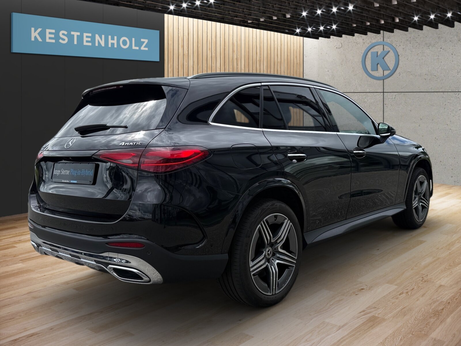 Ausstattungslinien und -Pakete:  Ablage-Paket,   AIR-BALANCE Paket,   AMG Line Exterieur:  AMG Line Interieur:  AMG Line Premium Plus,   AMG Styling:  Chrom-Paket Exterieur,   Chrom-Paket Interieur,   Digitales Extra: Individualisierungs-Paket,   ENERGIZING Paket Plus,   Innenraum-Lichtpaket,   Kofferraumkomfort-Paket:  Memory-Paket:  Park-Paket mit 360 Grad-Kamera:  Premium-Plus-Paket mit Digitalen Extras,   Spiegel-Paket:  USB-Paket PlusExterieur:  AIRPANEL,   AMG DYNAMIC SELECT,   Anhängevorrichtung mit ESP® Anhängerstabilisierung:  Außenspiegel elektrisch anklappbar:  Buendler Mode 2-Kabel Haushalt,   Buendler Mode 3-Kabel,   Dachreling in poliertem Aluminium,   Digitales Extra: Sportlicher Motorsound,   DIGITAL LIGHT:  Drucktanksystem,   Einstiegsleisten mit "Mercedes-Benz" Schriftzug, beleuchtet:  Fahrzeug mit Linkslenkung,   Fahrzeugsteckdose,   Identifikationsschild mit VIN-Nummer,   Ladevorrichtung On-Board-Lader (bis 11 kW),   Motor-Restwärmenutzung,   Radgröße 20" Mischbereifung Variante 1,   Radlaufverbreiterung,   Radlaufverkleidungen in Wagenfarbe,   Scheibenwaschanlage beheizt,   Scheibenwischer mit Regensensor,   Speed+ - Loadindex 105W XL + 108W XL,   Steuercode für Aktionierungssteuerung WLTP,   Steuercode Umstellung WLTP mit RDE,   Transparente Motorhaube,   Umfeldbeleuchtung mit Projektion des Markenlogos,   Umstellung MODE 2-Ladekabel auf Generation 5.1,   Vorrüstung für Projektionsfunktion Animationen,   Vorrüstung für Projektionsfunktion Symbole,   Wärmedämmend dunkel getöntes GlasInterieur:  Ambientebeleuchtung:  Bedienungsanleitung und Serviceinformation - deutsch,   Doppelcupholder:  Durchlademöglichkeit:  EASY-PACK Laderaumabdeckung:  Innenhimmel Stoff schwarz,   Innenspiegel automatisch abblendend,   Instrumententafel und Bordkanten in Ledernachbildung ARTICO in Nappaoptik,   Klimatisierungsautomatik Thermotronic:  Komfortsitze:  Mittelkonsole Rautenoptik silbergrau,   Multikontursitze für Fahrer und Beifahrer,   Projektionsfunktionen für DIGITAL LIGHT mit Digitalen Extras,   Serviceintervall 25.000 km:  Sitzheizung im Fond:  Steckdose im Kofferraum,   Wärme- und geräuschdämmendes Akustikglas,   Zierelemente Rautenoptik silbergrau:Multimedia:  Ambientebeleuchtung Plus,   Android Auto:  Apple CarPlay:  Burmester® 3D-Surround-Soundsystem:  Digitales Extra: Erweiterte Funktionen MBUX,   Digitales Extra: MBUX Navigation Premium,   Digitales Extra: Remote und Charging Services Plus,   Digitales Extra: Smartphone Integration,   Digitales Extra: Vorrüstung für Live Traffic Information,   Digitales Extra: Vorrüstung für MBUX Entertainment,   Digitales Extra: Vorrüstung für Navigationsdienste,   Digitales Extra: Vorrüstung für Remote- und Navigationsdienste,   Digitales Radio:  Fahrerdisplay,   Festplatten-Navigation:  Head-Up Display:  Headunit Länderset für ECE (NTG 7),   Kabelloses Ladesystem für mobile Endgeräte vorn:  Kommunikationsmodul (LTE) für die Nutzung von Digitalen Extras,   MBUX Multimediasystem:  Mercedes-Benz Notrufsystem:  Soundpersonalisierung,   Sprache Kombiinstrument - deutsch,   Techn. Kommunikationsmodulvariante für ECE,   Vorrüstung für digitale Schlüsselübergabe,   Vorrüstung für digitales Radio:  Zentraldisplay:Komfort und Umwelt:  9G-TRONIC:  360°-Kamera:  Adaptiver Fernlicht-Assistent Plus:  Aktiver Park-Assistent mit PARKTRONIC:  Aktiver Spurhalte-Assistent:  Digitales Extra: Verkehrszeichen-Assistent,   Easy-Pack Heckklappe:  i-Size Kindersitzbefestigung,   Keyless-Go,   KEYLESS-GO Start-Funktion:  Komfortfahrwerk:  Kraftstofftanksystem für EU6d-Norm:  Lenkradheizung:  Multifunktions-Sportlenkrad in Leder Nappa:  Niveauregulierung:  Panorama-Schiebedach:  Sitzklimatisierung für Fahrer und Beifahrer:  Totwinkel-Assistent:  Vordersitz links elektrisch verstellbar mit Memory-Funktion,   Vordersitz rechts elektrisch verstellbar mit Memory-Funktion:Sicherheit:  Akustischer Umfeldschutz,   Automatische Beifahrerairbag-Abschaltung,   Deaktivierung Schließrückmeldung über Fanfare,   Digitales Extra: Aktiver Abstands-Assistent DISTRONIC,   Fingerabdrucksensor,   Fondgurt-Statusanzeige im Instrumenten-Display,   Mittenairbag:  Rating Länderset EURO-NCAP,   Reifendruckkontrolle (RDK):Weiteres:  20" AMG Leichtmetallräder im 5-Speichen-Design,   AEJ 22/1,   COLDEND TECHNIK TYP 1,   HOTEND TECHNIK TYP II-B,   Kältemittel 1234yf,   Modelljahrcode:  Rohbaulaststufe 2.