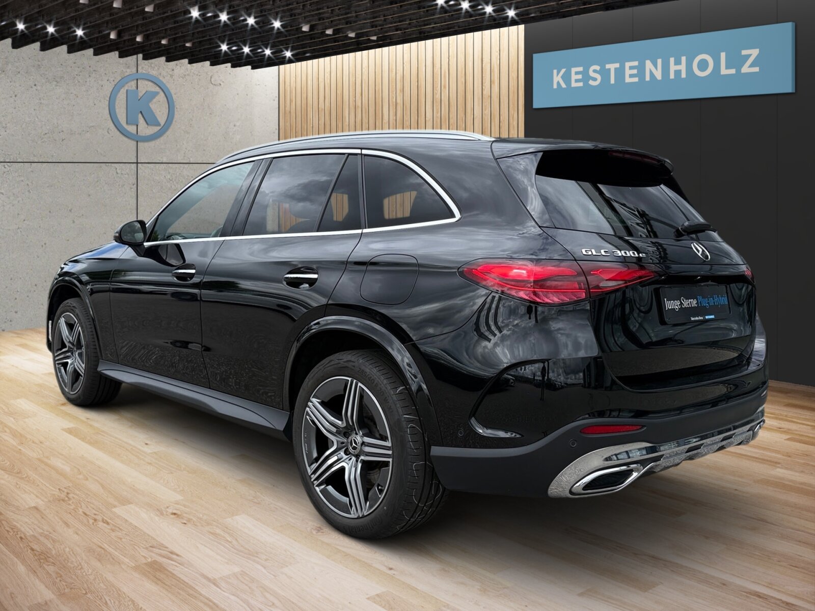Ausstattungslinien und -Pakete:  Ablage-Paket,   AIR-BALANCE Paket,   AMG Line Exterieur:  AMG Line Interieur:  AMG Line Premium Plus,   AMG Styling:  Chrom-Paket Exterieur,   Chrom-Paket Interieur,   Digitales Extra: Individualisierungs-Paket,   ENERGIZING Paket Plus,   Innenraum-Lichtpaket,   Kofferraumkomfort-Paket:  Memory-Paket:  Park-Paket mit 360 Grad-Kamera:  Premium-Plus-Paket mit Digitalen Extras,   Spiegel-Paket:  USB-Paket PlusExterieur:  AIRPANEL,   AMG DYNAMIC SELECT,   Anhängevorrichtung mit ESP® Anhängerstabilisierung:  Außenspiegel elektrisch anklappbar:  Buendler Mode 2-Kabel Haushalt,   Buendler Mode 3-Kabel,   Dachreling in poliertem Aluminium,   Digitales Extra: Sportlicher Motorsound,   DIGITAL LIGHT:  Drucktanksystem,   Einstiegsleisten mit "Mercedes-Benz" Schriftzug, beleuchtet:  Fahrzeug mit Linkslenkung,   Fahrzeugsteckdose,   Identifikationsschild mit VIN-Nummer,   Ladevorrichtung On-Board-Lader (bis 11 kW),   Motor-Restwärmenutzung,   Radgröße 20" Mischbereifung Variante 1,   Radlaufverbreiterung,   Radlaufverkleidungen in Wagenfarbe,   Scheibenwaschanlage beheizt,   Scheibenwischer mit Regensensor,   Speed+ - Loadindex 105W XL + 108W XL,   Steuercode für Aktionierungssteuerung WLTP,   Steuercode Umstellung WLTP mit RDE,   Transparente Motorhaube,   Umfeldbeleuchtung mit Projektion des Markenlogos,   Umstellung MODE 2-Ladekabel auf Generation 5.1,   Vorrüstung für Projektionsfunktion Animationen,   Vorrüstung für Projektionsfunktion Symbole,   Wärmedämmend dunkel getöntes GlasInterieur:  Ambientebeleuchtung:  Bedienungsanleitung und Serviceinformation - deutsch,   Doppelcupholder:  Durchlademöglichkeit:  EASY-PACK Laderaumabdeckung:  Innenhimmel Stoff schwarz,   Innenspiegel automatisch abblendend,   Instrumententafel und Bordkanten in Ledernachbildung ARTICO in Nappaoptik,   Klimatisierungsautomatik Thermotronic:  Komfortsitze:  Mittelkonsole Rautenoptik silbergrau,   Multikontursitze für Fahrer und Beifahrer,   Projektionsfunktionen für DIGITAL LIGHT mit Digitalen Extras,   Serviceintervall 25.000 km:  Sitzheizung im Fond:  Steckdose im Kofferraum,   Wärme- und geräuschdämmendes Akustikglas,   Zierelemente Rautenoptik silbergrau:Multimedia:  Ambientebeleuchtung Plus,   Android Auto:  Apple CarPlay:  Burmester® 3D-Surround-Soundsystem:  Digitales Extra: Erweiterte Funktionen MBUX,   Digitales Extra: MBUX Navigation Premium,   Digitales Extra: Remote und Charging Services Plus,   Digitales Extra: Smartphone Integration,   Digitales Extra: Vorrüstung für Live Traffic Information,   Digitales Extra: Vorrüstung für MBUX Entertainment,   Digitales Extra: Vorrüstung für Navigationsdienste,   Digitales Extra: Vorrüstung für Remote- und Navigationsdienste,   Digitales Radio:  Fahrerdisplay,   Festplatten-Navigation:  Head-Up Display:  Headunit Länderset für ECE (NTG 7),   Kabelloses Ladesystem für mobile Endgeräte vorn:  Kommunikationsmodul (LTE) für die Nutzung von Digitalen Extras,   MBUX Multimediasystem:  Mercedes-Benz Notrufsystem:  Soundpersonalisierung,   Sprache Kombiinstrument - deutsch,   Techn. Kommunikationsmodulvariante für ECE,   Vorrüstung für digitale Schlüsselübergabe,   Vorrüstung für digitales Radio:  Zentraldisplay:Komfort und Umwelt:  9G-TRONIC:  360°-Kamera:  Adaptiver Fernlicht-Assistent Plus:  Aktiver Park-Assistent mit PARKTRONIC:  Aktiver Spurhalte-Assistent:  Digitales Extra: Verkehrszeichen-Assistent,   Easy-Pack Heckklappe:  i-Size Kindersitzbefestigung,   Keyless-Go,   KEYLESS-GO Start-Funktion:  Komfortfahrwerk:  Kraftstofftanksystem für EU6d-Norm:  Lenkradheizung:  Multifunktions-Sportlenkrad in Leder Nappa:  Niveauregulierung:  Panorama-Schiebedach:  Sitzklimatisierung für Fahrer und Beifahrer:  Totwinkel-Assistent:  Vordersitz links elektrisch verstellbar mit Memory-Funktion,   Vordersitz rechts elektrisch verstellbar mit Memory-Funktion:Sicherheit:  Akustischer Umfeldschutz,   Automatische Beifahrerairbag-Abschaltung,   Deaktivierung Schließrückmeldung über Fanfare,   Digitales Extra: Aktiver Abstands-Assistent DISTRONIC,   Fingerabdrucksensor,   Fondgurt-Statusanzeige im Instrumenten-Display,   Mittenairbag:  Rating Länderset EURO-NCAP,   Reifendruckkontrolle (RDK):Weiteres:  20" AMG Leichtmetallräder im 5-Speichen-Design,   AEJ 22/1,   COLDEND TECHNIK TYP 1,   HOTEND TECHNIK TYP II-B,   Kältemittel 1234yf,   Modelljahrcode:  Rohbaulaststufe 2.