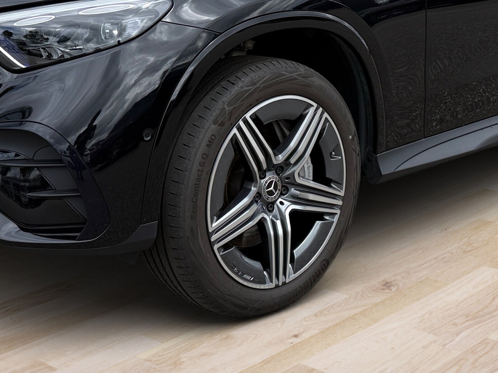 Ausstattungslinien und -Pakete:  Ablage-Paket,   AIR-BALANCE Paket,   AMG Line Exterieur:  AMG Line Interieur:  AMG Line Premium Plus,   AMG Styling:  Chrom-Paket Exterieur,   Chrom-Paket Interieur,   Digitales Extra: Individualisierungs-Paket,   ENERGIZING Paket Plus,   Innenraum-Lichtpaket,   Kofferraumkomfort-Paket:  Memory-Paket:  Park-Paket mit 360 Grad-Kamera:  Premium-Plus-Paket mit Digitalen Extras,   Spiegel-Paket:  USB-Paket PlusExterieur:  AIRPANEL,   AMG DYNAMIC SELECT,   Anhängevorrichtung mit ESP® Anhängerstabilisierung:  Außenspiegel elektrisch anklappbar:  Buendler Mode 2-Kabel Haushalt,   Buendler Mode 3-Kabel,   Dachreling in poliertem Aluminium,   Digitales Extra: Sportlicher Motorsound,   DIGITAL LIGHT:  Drucktanksystem,   Einstiegsleisten mit "Mercedes-Benz" Schriftzug, beleuchtet:  Fahrzeug mit Linkslenkung,   Fahrzeugsteckdose,   Identifikationsschild mit VIN-Nummer,   Ladevorrichtung On-Board-Lader (bis 11 kW),   Motor-Restwärmenutzung,   Radgröße 20" Mischbereifung Variante 1,   Radlaufverbreiterung,   Radlaufverkleidungen in Wagenfarbe,   Scheibenwaschanlage beheizt,   Scheibenwischer mit Regensensor,   Speed+ - Loadindex 105W XL + 108W XL,   Steuercode für Aktionierungssteuerung WLTP,   Steuercode Umstellung WLTP mit RDE,   Transparente Motorhaube,   Umfeldbeleuchtung mit Projektion des Markenlogos,   Umstellung MODE 2-Ladekabel auf Generation 5.1,   Vorrüstung für Projektionsfunktion Animationen,   Vorrüstung für Projektionsfunktion Symbole,   Wärmedämmend dunkel getöntes GlasInterieur:  Ambientebeleuchtung:  Bedienungsanleitung und Serviceinformation - deutsch,   Doppelcupholder:  Durchlademöglichkeit:  EASY-PACK Laderaumabdeckung:  Innenhimmel Stoff schwarz,   Innenspiegel automatisch abblendend,   Instrumententafel und Bordkanten in Ledernachbildung ARTICO in Nappaoptik,   Klimatisierungsautomatik Thermotronic:  Komfortsitze:  Mittelkonsole Rautenoptik silbergrau,   Multikontursitze für Fahrer und Beifahrer,   Projektionsfunktionen für DIGITAL LIGHT mit Digitalen Extras,   Serviceintervall 25.000 km:  Sitzheizung im Fond:  Steckdose im Kofferraum,   Wärme- und geräuschdämmendes Akustikglas,   Zierelemente Rautenoptik silbergrau:Multimedia:  Ambientebeleuchtung Plus,   Android Auto:  Apple CarPlay:  Burmester® 3D-Surround-Soundsystem:  Digitales Extra: Erweiterte Funktionen MBUX,   Digitales Extra: MBUX Navigation Premium,   Digitales Extra: Remote und Charging Services Plus,   Digitales Extra: Smartphone Integration,   Digitales Extra: Vorrüstung für Live Traffic Information,   Digitales Extra: Vorrüstung für MBUX Entertainment,   Digitales Extra: Vorrüstung für Navigationsdienste,   Digitales Extra: Vorrüstung für Remote- und Navigationsdienste,   Digitales Radio:  Fahrerdisplay,   Festplatten-Navigation:  Head-Up Display:  Headunit Länderset für ECE (NTG 7),   Kabelloses Ladesystem für mobile Endgeräte vorn:  Kommunikationsmodul (LTE) für die Nutzung von Digitalen Extras,   MBUX Multimediasystem:  Mercedes-Benz Notrufsystem:  Soundpersonalisierung,   Sprache Kombiinstrument - deutsch,   Techn. Kommunikationsmodulvariante für ECE,   Vorrüstung für digitale Schlüsselübergabe,   Vorrüstung für digitales Radio:  Zentraldisplay:Komfort und Umwelt:  9G-TRONIC:  360°-Kamera:  Adaptiver Fernlicht-Assistent Plus:  Aktiver Park-Assistent mit PARKTRONIC:  Aktiver Spurhalte-Assistent:  Digitales Extra: Verkehrszeichen-Assistent,   Easy-Pack Heckklappe:  i-Size Kindersitzbefestigung,   Keyless-Go,   KEYLESS-GO Start-Funktion:  Komfortfahrwerk:  Kraftstofftanksystem für EU6d-Norm:  Lenkradheizung:  Multifunktions-Sportlenkrad in Leder Nappa:  Niveauregulierung:  Panorama-Schiebedach:  Sitzklimatisierung für Fahrer und Beifahrer:  Totwinkel-Assistent:  Vordersitz links elektrisch verstellbar mit Memory-Funktion,   Vordersitz rechts elektrisch verstellbar mit Memory-Funktion:Sicherheit:  Akustischer Umfeldschutz,   Automatische Beifahrerairbag-Abschaltung,   Deaktivierung Schließrückmeldung über Fanfare,   Digitales Extra: Aktiver Abstands-Assistent DISTRONIC,   Fingerabdrucksensor,   Fondgurt-Statusanzeige im Instrumenten-Display,   Mittenairbag:  Rating Länderset EURO-NCAP,   Reifendruckkontrolle (RDK):Weiteres:  20" AMG Leichtmetallräder im 5-Speichen-Design,   AEJ 22/1,   COLDEND TECHNIK TYP 1,   HOTEND TECHNIK TYP II-B,   Kältemittel 1234yf,   Modelljahrcode:  Rohbaulaststufe 2.
