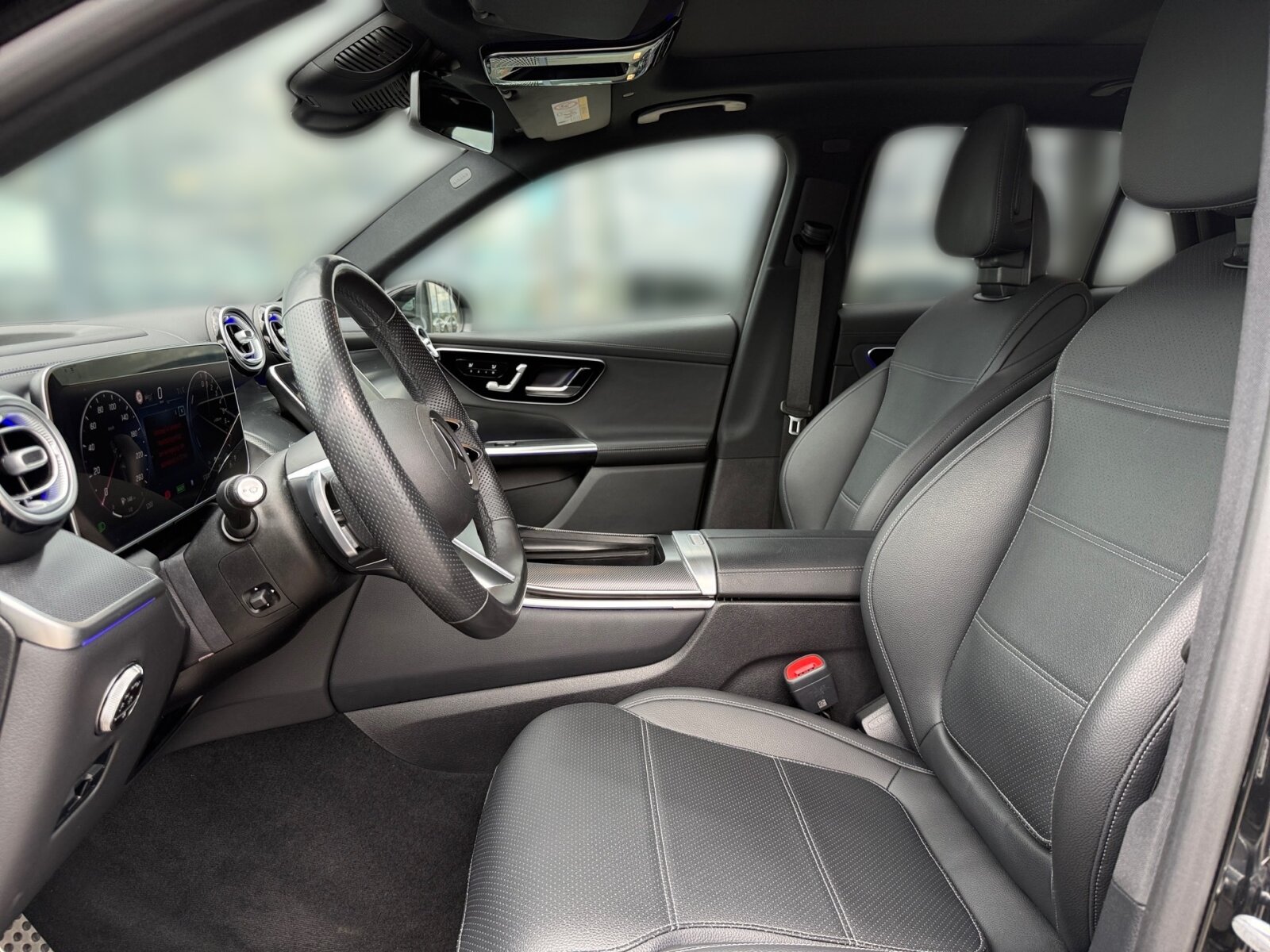 Ausstattungslinien und -Pakete:  Ablage-Paket,   AIR-BALANCE Paket,   AMG Line Exterieur:  AMG Line Interieur:  AMG Line Premium Plus,   AMG Styling:  Chrom-Paket Exterieur,   Chrom-Paket Interieur,   Digitales Extra: Individualisierungs-Paket,   ENERGIZING Paket Plus,   Innenraum-Lichtpaket,   Kofferraumkomfort-Paket:  Memory-Paket:  Park-Paket mit 360 Grad-Kamera:  Premium-Plus-Paket mit Digitalen Extras,   Spiegel-Paket:  USB-Paket PlusExterieur:  AIRPANEL,   AMG DYNAMIC SELECT,   Anhängevorrichtung mit ESP® Anhängerstabilisierung:  Außenspiegel elektrisch anklappbar:  Buendler Mode 2-Kabel Haushalt,   Buendler Mode 3-Kabel,   Dachreling in poliertem Aluminium,   Digitales Extra: Sportlicher Motorsound,   DIGITAL LIGHT:  Drucktanksystem,   Einstiegsleisten mit "Mercedes-Benz" Schriftzug, beleuchtet:  Fahrzeug mit Linkslenkung,   Fahrzeugsteckdose,   Identifikationsschild mit VIN-Nummer,   Ladevorrichtung On-Board-Lader (bis 11 kW),   Motor-Restwärmenutzung,   Radgröße 20" Mischbereifung Variante 1,   Radlaufverbreiterung,   Radlaufverkleidungen in Wagenfarbe,   Scheibenwaschanlage beheizt,   Scheibenwischer mit Regensensor,   Speed+ - Loadindex 105W XL + 108W XL,   Steuercode für Aktionierungssteuerung WLTP,   Steuercode Umstellung WLTP mit RDE,   Transparente Motorhaube,   Umfeldbeleuchtung mit Projektion des Markenlogos,   Umstellung MODE 2-Ladekabel auf Generation 5.1,   Vorrüstung für Projektionsfunktion Animationen,   Vorrüstung für Projektionsfunktion Symbole,   Wärmedämmend dunkel getöntes GlasInterieur:  Ambientebeleuchtung:  Bedienungsanleitung und Serviceinformation - deutsch,   Doppelcupholder:  Durchlademöglichkeit:  EASY-PACK Laderaumabdeckung:  Innenhimmel Stoff schwarz,   Innenspiegel automatisch abblendend,   Instrumententafel und Bordkanten in Ledernachbildung ARTICO in Nappaoptik,   Klimatisierungsautomatik Thermotronic:  Komfortsitze:  Mittelkonsole Rautenoptik silbergrau,   Multikontursitze für Fahrer und Beifahrer,   Projektionsfunktionen für DIGITAL LIGHT mit Digitalen Extras,   Serviceintervall 25.000 km:  Sitzheizung im Fond:  Steckdose im Kofferraum,   Wärme- und geräuschdämmendes Akustikglas,   Zierelemente Rautenoptik silbergrau:Multimedia:  Ambientebeleuchtung Plus,   Android Auto:  Apple CarPlay:  Burmester® 3D-Surround-Soundsystem:  Digitales Extra: Erweiterte Funktionen MBUX,   Digitales Extra: MBUX Navigation Premium,   Digitales Extra: Remote und Charging Services Plus,   Digitales Extra: Smartphone Integration,   Digitales Extra: Vorrüstung für Live Traffic Information,   Digitales Extra: Vorrüstung für MBUX Entertainment,   Digitales Extra: Vorrüstung für Navigationsdienste,   Digitales Extra: Vorrüstung für Remote- und Navigationsdienste,   Digitales Radio:  Fahrerdisplay,   Festplatten-Navigation:  Head-Up Display:  Headunit Länderset für ECE (NTG 7),   Kabelloses Ladesystem für mobile Endgeräte vorn:  Kommunikationsmodul (LTE) für die Nutzung von Digitalen Extras,   MBUX Multimediasystem:  Mercedes-Benz Notrufsystem:  Soundpersonalisierung,   Sprache Kombiinstrument - deutsch,   Techn. Kommunikationsmodulvariante für ECE,   Vorrüstung für digitale Schlüsselübergabe,   Vorrüstung für digitales Radio:  Zentraldisplay:Komfort und Umwelt:  9G-TRONIC:  360°-Kamera:  Adaptiver Fernlicht-Assistent Plus:  Aktiver Park-Assistent mit PARKTRONIC:  Aktiver Spurhalte-Assistent:  Digitales Extra: Verkehrszeichen-Assistent,   Easy-Pack Heckklappe:  i-Size Kindersitzbefestigung,   Keyless-Go,   KEYLESS-GO Start-Funktion:  Komfortfahrwerk:  Kraftstofftanksystem für EU6d-Norm:  Lenkradheizung:  Multifunktions-Sportlenkrad in Leder Nappa:  Niveauregulierung:  Panorama-Schiebedach:  Sitzklimatisierung für Fahrer und Beifahrer:  Totwinkel-Assistent:  Vordersitz links elektrisch verstellbar mit Memory-Funktion,   Vordersitz rechts elektrisch verstellbar mit Memory-Funktion:Sicherheit:  Akustischer Umfeldschutz,   Automatische Beifahrerairbag-Abschaltung,   Deaktivierung Schließrückmeldung über Fanfare,   Digitales Extra: Aktiver Abstands-Assistent DISTRONIC,   Fingerabdrucksensor,   Fondgurt-Statusanzeige im Instrumenten-Display,   Mittenairbag:  Rating Länderset EURO-NCAP,   Reifendruckkontrolle (RDK):Weiteres:  20" AMG Leichtmetallräder im 5-Speichen-Design,   AEJ 22/1,   COLDEND TECHNIK TYP 1,   HOTEND TECHNIK TYP II-B,   Kältemittel 1234yf,   Modelljahrcode:  Rohbaulaststufe 2.