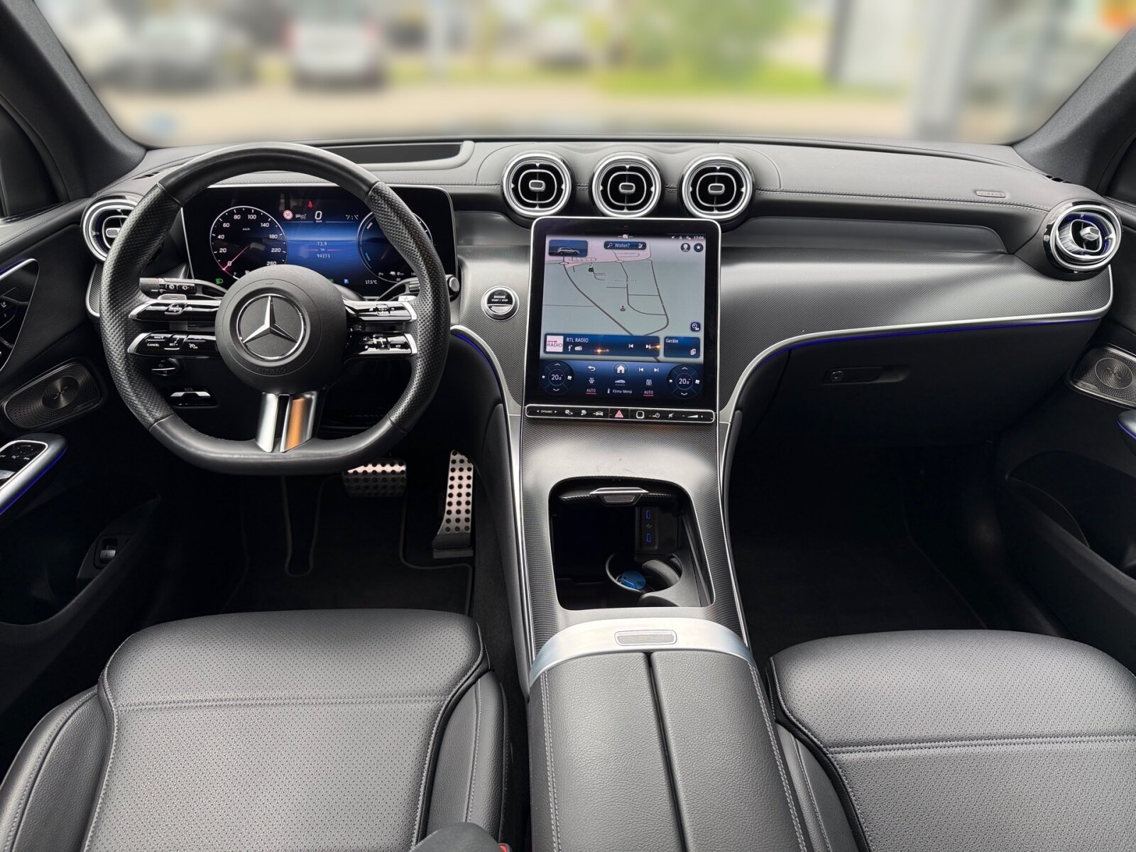 Ausstattungslinien und -Pakete:  Ablage-Paket,   AIR-BALANCE Paket,   AMG Line Exterieur:  AMG Line Interieur:  AMG Line Premium Plus,   AMG Styling:  Chrom-Paket Exterieur,   Chrom-Paket Interieur,   Digitales Extra: Individualisierungs-Paket,   ENERGIZING Paket Plus,   Innenraum-Lichtpaket,   Kofferraumkomfort-Paket:  Memory-Paket:  Park-Paket mit 360 Grad-Kamera:  Premium-Plus-Paket mit Digitalen Extras,   Spiegel-Paket:  USB-Paket PlusExterieur:  AIRPANEL,   AMG DYNAMIC SELECT,   Anhängevorrichtung mit ESP® Anhängerstabilisierung:  Außenspiegel elektrisch anklappbar:  Buendler Mode 2-Kabel Haushalt,   Buendler Mode 3-Kabel,   Dachreling in poliertem Aluminium,   Digitales Extra: Sportlicher Motorsound,   DIGITAL LIGHT:  Drucktanksystem,   Einstiegsleisten mit "Mercedes-Benz" Schriftzug, beleuchtet:  Fahrzeug mit Linkslenkung,   Fahrzeugsteckdose,   Identifikationsschild mit VIN-Nummer,   Ladevorrichtung On-Board-Lader (bis 11 kW),   Motor-Restwärmenutzung,   Radgröße 20" Mischbereifung Variante 1,   Radlaufverbreiterung,   Radlaufverkleidungen in Wagenfarbe,   Scheibenwaschanlage beheizt,   Scheibenwischer mit Regensensor,   Speed+ - Loadindex 105W XL + 108W XL,   Steuercode für Aktionierungssteuerung WLTP,   Steuercode Umstellung WLTP mit RDE,   Transparente Motorhaube,   Umfeldbeleuchtung mit Projektion des Markenlogos,   Umstellung MODE 2-Ladekabel auf Generation 5.1,   Vorrüstung für Projektionsfunktion Animationen,   Vorrüstung für Projektionsfunktion Symbole,   Wärmedämmend dunkel getöntes GlasInterieur:  Ambientebeleuchtung:  Bedienungsanleitung und Serviceinformation - deutsch,   Doppelcupholder:  Durchlademöglichkeit:  EASY-PACK Laderaumabdeckung:  Innenhimmel Stoff schwarz,   Innenspiegel automatisch abblendend,   Instrumententafel und Bordkanten in Ledernachbildung ARTICO in Nappaoptik,   Klimatisierungsautomatik Thermotronic:  Komfortsitze:  Mittelkonsole Rautenoptik silbergrau,   Multikontursitze für Fahrer und Beifahrer,   Projektionsfunktionen für DIGITAL LIGHT mit Digitalen Extras,   Serviceintervall 25.000 km:  Sitzheizung im Fond:  Steckdose im Kofferraum,   Wärme- und geräuschdämmendes Akustikglas,   Zierelemente Rautenoptik silbergrau:Multimedia:  Ambientebeleuchtung Plus,   Android Auto:  Apple CarPlay:  Burmester® 3D-Surround-Soundsystem:  Digitales Extra: Erweiterte Funktionen MBUX,   Digitales Extra: MBUX Navigation Premium,   Digitales Extra: Remote und Charging Services Plus,   Digitales Extra: Smartphone Integration,   Digitales Extra: Vorrüstung für Live Traffic Information,   Digitales Extra: Vorrüstung für MBUX Entertainment,   Digitales Extra: Vorrüstung für Navigationsdienste,   Digitales Extra: Vorrüstung für Remote- und Navigationsdienste,   Digitales Radio:  Fahrerdisplay,   Festplatten-Navigation:  Head-Up Display:  Headunit Länderset für ECE (NTG 7),   Kabelloses Ladesystem für mobile Endgeräte vorn:  Kommunikationsmodul (LTE) für die Nutzung von Digitalen Extras,   MBUX Multimediasystem:  Mercedes-Benz Notrufsystem:  Soundpersonalisierung,   Sprache Kombiinstrument - deutsch,   Techn. Kommunikationsmodulvariante für ECE,   Vorrüstung für digitale Schlüsselübergabe,   Vorrüstung für digitales Radio:  Zentraldisplay:Komfort und Umwelt:  9G-TRONIC:  360°-Kamera:  Adaptiver Fernlicht-Assistent Plus:  Aktiver Park-Assistent mit PARKTRONIC:  Aktiver Spurhalte-Assistent:  Digitales Extra: Verkehrszeichen-Assistent,   Easy-Pack Heckklappe:  i-Size Kindersitzbefestigung,   Keyless-Go,   KEYLESS-GO Start-Funktion:  Komfortfahrwerk:  Kraftstofftanksystem für EU6d-Norm:  Lenkradheizung:  Multifunktions-Sportlenkrad in Leder Nappa:  Niveauregulierung:  Panorama-Schiebedach:  Sitzklimatisierung für Fahrer und Beifahrer:  Totwinkel-Assistent:  Vordersitz links elektrisch verstellbar mit Memory-Funktion,   Vordersitz rechts elektrisch verstellbar mit Memory-Funktion:Sicherheit:  Akustischer Umfeldschutz,   Automatische Beifahrerairbag-Abschaltung,   Deaktivierung Schließrückmeldung über Fanfare,   Digitales Extra: Aktiver Abstands-Assistent DISTRONIC,   Fingerabdrucksensor,   Fondgurt-Statusanzeige im Instrumenten-Display,   Mittenairbag:  Rating Länderset EURO-NCAP,   Reifendruckkontrolle (RDK):Weiteres:  20" AMG Leichtmetallräder im 5-Speichen-Design,   AEJ 22/1,   COLDEND TECHNIK TYP 1,   HOTEND TECHNIK TYP II-B,   Kältemittel 1234yf,   Modelljahrcode:  Rohbaulaststufe 2.