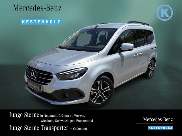 Interne Fahrzeugnr.:: 0924012Ausstattungslinien und -Pakete:  Advantage-Paket,   Aktives Sicherheits-Paket,   Chrom Interieur-Paket,   Edition,   Modellgeneration 0,   Navigation Paket,   Ohne Aufbauhersteller Sondermodul,   Ohne Paket BAUSTELLE,   Progressive,   Sondermodell,   Spiegel-Paket,   Technik-Paket,   Winter-PaketExterieur:  17" Leichtmetallräder,   43,2 cm (17'') LM-Räder im 5-Speichen-Design,   Abdeckung Schiebetürschiene in Wagenfarbe,   Anhängerkupplung Kugelkopf fest,   Ausführung Standard,   Außenspiegel elektr. heranklappbar u. verstellbar,   Außenspiegel lackiert in Wagenfarbe,   Dachreling mit integriertem Grundträger,   ECO Catalysator 90g,   Einstiegsleisten mit "Mercedes-Benz" Schriftzug,   EMISSIONSKLASSE EURO 6E M/N1 GR. II,   Fenster in Heckklappe mit Wisch- und Waschanlage,   Frontscheibe heizbar,   Gewichtsvariante 2.199 kg,   Griffleiste über Kennzeichen in Wagenfarbe,   Heckklappe,   Heckscheibe heizbar,   Inland - Code,   INTERNER CODE AC1B2,   Komplettfahrzeug,   Kältemittel R-1234yf,   Kühlergrill verchromt,   Laderaum-Schiebetür links mit Fenster,   LED High Performance-Scheinwerfer,   Modellgeneration GSR2B,   Nebelscheinwerfer in LED-Technik,   Ohne Ladekabel Traktionsbatterie E-Cell,   Ohne Staub-Kit,   Ohne Steinschlagschutz,   Premium Komplettradschutz (3 Jahre),   Radstand 2716 mm,   Schiebetür rechts mit Fenster,   Standardwegausführung,   STEUERCODE - B2C Identifier,   Steuercode Umstellung WLTP,   Türgriffe lackiert in Wagenfarbe,   Verbrenner,   VIN von außen sichtbar,   Wischwasserbehälter mit größerem Volumen,   Zierstab Heckklappe ChromInterieur:  Ambientebeleuchtung,   Armlehne mit Staufach,   Elektrische Fensterheber in Schiebetüren,   Fahrersitz höhenverstellbar mit Lordosestütze,   Fenster fest hinten,   Fensterheber vorn elektr. m. Komfortbedienfunktion,   Fondsitzbank FOLD &amp; LOAD 1/3 : 2/3 teilbar,   Gepäckraumabdeckung,   Handschuhfach, Beifahrerseite, geschlossen,   Innenraumbeleuchtung in LED-Technik,   Innenraumspiegel,   Innenspiegel  automatisch abblendend,   Innenverkleidung gehobene Ausführung,   Klimatisierungsautomatik Thermotronic,   Klimazone 2 (gemäßigt),   Kopfstützen für Fahrgastraumsitze,   Kraftstofffilter mit Wasserabscheider,   Lederlenkrad,   Linkslenker,   Mit Gurt Mittelsitz Fond,   Mittelarmlehne ARTICO &amp; Türfelder NEOTEX,   Ohne Lastschutznetz,   Ohne Sitze in Reihe 3,   Schaltknauf Leder,   Sitzbezugsart Stoff,   Sitzheizung für Fahrer und Beifahrer,   Spiegel in Beifahrer-Sonnenblende,   Spiegel in Fahrer-Sonnenblende,   Steckdose 12 V im Fahrgastraum,   Steckdose 12 V Kofferraum / Laderaum,   Tachometer km/h,   Tasche an Fahrer- und Beifahrerrückenlehne,   Teilbelederte I-Tafel in Ledernachbildung ARTICO,   Teppichboden Fahrgastraum,   Teppichboden Kofferraum,   Tisch und beleuchtete Zierelemente an Rückenlehne,   Warmluftkanal zum Fahrgastraum,   Zierelemente Mattlack Seidenoptik silber,   Zierelement I-Tafel Hochglanzlack schwarzMultimedia:  2 USB Schnittstellen in Mittelkonsole hinten,   Digitales Extra: Erweiterte MBUX Funktionen,   Digitales Extra: Festplatten-Navigation,   Digitales Extra: Remote Services Plus,   Digitales Extra: Smartphone Integration,   Digitales Radio (DAB),   Kabelloses Ladesystem für mobile Endgeräte,   Kombiinstrument mit Farbdisplay,   Kommunikationsmodul (LTE) für digitale Dienste,   Live Traffic Information,   MBUX Multimediasystem und Navi mit 9,5 Zoll Display,   Mercedes-Benz Notrufsystem,   Navigation PLUS,   Sprache Kombiinstrument - deutsch,   Vorrüstung für Digitale ExtrasKomfort und Umwelt:  7-Gang-Automatikgetriebe,   Aktiver Park-Assistent,   Aktiver Spurhalte-Assistent,   ATTENTION ASSIST B,   Berganfahrhilfe,   Colorverglasung im Fond, Schwarzglas,   Diesel,   ECO Start-Stop Funktion,   Fernlichtassistent,   i-Size Kindersitzbefestigung,   Intelligenter Geschwindigkeitsassistent (ISA),   Keyless-Go,   Lenkradheizung,   Lenkrad in Neigung und Höhe verstellbar,   Licht- und Regensensor,   Mercedes-Benz Mobilo mit DSB und GgD,   Multifunktionslenkrad,   Partikelfilter,   Rückfahrkamera,   Tempomat,   Totwinkel-Assistent,   Zuheizer  elektrischSicherheit:  Airbag Fahrer und Beifahrer,   Aktiver Brems-Assistent,   Automatische Beifahrerairbag-Abschaltung,   Bremsanlage mit ABS und ASR,   elek. Feststellbremse,   Elektronisches Stabilitätsprogramm (ESP),   Gurtwarneinrichtung für Fahrer, Beifahrer und Fond,   Kindersicherung Türen und Fenster im Fahrgastraum,   Mittenairbag, Thorax-Sidebags, Windowbags v. + h.,   Ohne Einbruch-/Diebstahlwarnanlage,   Reifendrucküberwachung an VA u. HA, drahtlos,   Unterbodenschutz Kunststoff,   Verbandtasche.