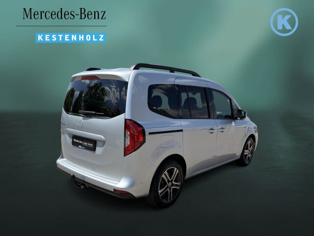 Interne Fahrzeugnr.:: 0924012Ausstattungslinien und -Pakete:  Advantage-Paket,   Aktives Sicherheits-Paket,   Chrom Interieur-Paket,   Edition,   Modellgeneration 0,   Navigation Paket,   Ohne Aufbauhersteller Sondermodul,   Ohne Paket BAUSTELLE,   Progressive,   Sondermodell,   Spiegel-Paket,   Technik-Paket,   Winter-PaketExterieur:  17" Leichtmetallräder,   43,2 cm (17'') LM-Räder im 5-Speichen-Design,   Abdeckung Schiebetürschiene in Wagenfarbe,   Anhängerkupplung Kugelkopf fest,   Ausführung Standard,   Außenspiegel elektr. heranklappbar u. verstellbar,   Außenspiegel lackiert in Wagenfarbe,   Dachreling mit integriertem Grundträger,   ECO Catalysator 90g,   Einstiegsleisten mit "Mercedes-Benz" Schriftzug,   EMISSIONSKLASSE EURO 6E M/N1 GR. II,   Fenster in Heckklappe mit Wisch- und Waschanlage,   Frontscheibe heizbar,   Gewichtsvariante 2.199 kg,   Griffleiste über Kennzeichen in Wagenfarbe,   Heckklappe,   Heckscheibe heizbar,   Inland - Code,   INTERNER CODE AC1B2,   Komplettfahrzeug,   Kältemittel R-1234yf,   Kühlergrill verchromt,   Laderaum-Schiebetür links mit Fenster,   LED High Performance-Scheinwerfer,   Modellgeneration GSR2B,   Nebelscheinwerfer in LED-Technik,   Ohne Ladekabel Traktionsbatterie E-Cell,   Ohne Staub-Kit,   Ohne Steinschlagschutz,   Premium Komplettradschutz (3 Jahre),   Radstand 2716 mm,   Schiebetür rechts mit Fenster,   Standardwegausführung,   STEUERCODE - B2C Identifier,   Steuercode Umstellung WLTP,   Türgriffe lackiert in Wagenfarbe,   Verbrenner,   VIN von außen sichtbar,   Wischwasserbehälter mit größerem Volumen,   Zierstab Heckklappe ChromInterieur:  Ambientebeleuchtung,   Armlehne mit Staufach,   Elektrische Fensterheber in Schiebetüren,   Fahrersitz höhenverstellbar mit Lordosestütze,   Fenster fest hinten,   Fensterheber vorn elektr. m. Komfortbedienfunktion,   Fondsitzbank FOLD &amp; LOAD 1/3 : 2/3 teilbar,   Gepäckraumabdeckung,   Handschuhfach, Beifahrerseite, geschlossen,   Innenraumbeleuchtung in LED-Technik,   Innenraumspiegel,   Innenspiegel  automatisch abblendend,   Innenverkleidung gehobene Ausführung,   Klimatisierungsautomatik Thermotronic,   Klimazone 2 (gemäßigt),   Kopfstützen für Fahrgastraumsitze,   Kraftstofffilter mit Wasserabscheider,   Lederlenkrad,   Linkslenker,   Mit Gurt Mittelsitz Fond,   Mittelarmlehne ARTICO &amp; Türfelder NEOTEX,   Ohne Lastschutznetz,   Ohne Sitze in Reihe 3,   Schaltknauf Leder,   Sitzbezugsart Stoff,   Sitzheizung für Fahrer und Beifahrer,   Spiegel in Beifahrer-Sonnenblende,   Spiegel in Fahrer-Sonnenblende,   Steckdose 12 V im Fahrgastraum,   Steckdose 12 V Kofferraum / Laderaum,   Tachometer km/h,   Tasche an Fahrer- und Beifahrerrückenlehne,   Teilbelederte I-Tafel in Ledernachbildung ARTICO,   Teppichboden Fahrgastraum,   Teppichboden Kofferraum,   Tisch und beleuchtete Zierelemente an Rückenlehne,   Warmluftkanal zum Fahrgastraum,   Zierelemente Mattlack Seidenoptik silber,   Zierelement I-Tafel Hochglanzlack schwarzMultimedia:  2 USB Schnittstellen in Mittelkonsole hinten,   Digitales Extra: Erweiterte MBUX Funktionen,   Digitales Extra: Festplatten-Navigation,   Digitales Extra: Remote Services Plus,   Digitales Extra: Smartphone Integration,   Digitales Radio (DAB),   Kabelloses Ladesystem für mobile Endgeräte,   Kombiinstrument mit Farbdisplay,   Kommunikationsmodul (LTE) für digitale Dienste,   Live Traffic Information,   MBUX Multimediasystem und Navi mit 9,5 Zoll Display,   Mercedes-Benz Notrufsystem,   Navigation PLUS,   Sprache Kombiinstrument - deutsch,   Vorrüstung für Digitale ExtrasKomfort und Umwelt:  7-Gang-Automatikgetriebe,   Aktiver Park-Assistent,   Aktiver Spurhalte-Assistent,   ATTENTION ASSIST B,   Berganfahrhilfe,   Colorverglasung im Fond, Schwarzglas,   Diesel,   ECO Start-Stop Funktion,   Fernlichtassistent,   i-Size Kindersitzbefestigung,   Intelligenter Geschwindigkeitsassistent (ISA),   Keyless-Go,   Lenkradheizung,   Lenkrad in Neigung und Höhe verstellbar,   Licht- und Regensensor,   Mercedes-Benz Mobilo mit DSB und GgD,   Multifunktionslenkrad,   Partikelfilter,   Rückfahrkamera,   Tempomat,   Totwinkel-Assistent,   Zuheizer  elektrischSicherheit:  Airbag Fahrer und Beifahrer,   Aktiver Brems-Assistent,   Automatische Beifahrerairbag-Abschaltung,   Bremsanlage mit ABS und ASR,   elek. Feststellbremse,   Elektronisches Stabilitätsprogramm (ESP),   Gurtwarneinrichtung für Fahrer, Beifahrer und Fond,   Kindersicherung Türen und Fenster im Fahrgastraum,   Mittenairbag, Thorax-Sidebags, Windowbags v. + h.,   Ohne Einbruch-/Diebstahlwarnanlage,   Reifendrucküberwachung an VA u. HA, drahtlos,   Unterbodenschutz Kunststoff,   Verbandtasche.