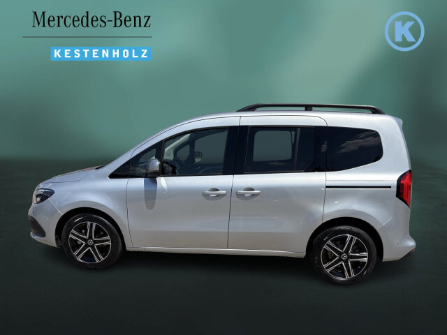Interne Fahrzeugnr.:: 0924012Ausstattungslinien und -Pakete:  Advantage-Paket,   Aktives Sicherheits-Paket,   Chrom Interieur-Paket,   Edition,   Modellgeneration 0,   Navigation Paket,   Ohne Aufbauhersteller Sondermodul,   Ohne Paket BAUSTELLE,   Progressive,   Sondermodell,   Spiegel-Paket,   Technik-Paket,   Winter-PaketExterieur:  17" Leichtmetallräder,   43,2 cm (17'') LM-Räder im 5-Speichen-Design,   Abdeckung Schiebetürschiene in Wagenfarbe,   Anhängerkupplung Kugelkopf fest,   Ausführung Standard,   Außenspiegel elektr. heranklappbar u. verstellbar,   Außenspiegel lackiert in Wagenfarbe,   Dachreling mit integriertem Grundträger,   ECO Catalysator 90g,   Einstiegsleisten mit "Mercedes-Benz" Schriftzug,   EMISSIONSKLASSE EURO 6E M/N1 GR. II,   Fenster in Heckklappe mit Wisch- und Waschanlage,   Frontscheibe heizbar,   Gewichtsvariante 2.199 kg,   Griffleiste über Kennzeichen in Wagenfarbe,   Heckklappe,   Heckscheibe heizbar,   Inland - Code,   INTERNER CODE AC1B2,   Komplettfahrzeug,   Kältemittel R-1234yf,   Kühlergrill verchromt,   Laderaum-Schiebetür links mit Fenster,   LED High Performance-Scheinwerfer,   Modellgeneration GSR2B,   Nebelscheinwerfer in LED-Technik,   Ohne Ladekabel Traktionsbatterie E-Cell,   Ohne Staub-Kit,   Ohne Steinschlagschutz,   Premium Komplettradschutz (3 Jahre),   Radstand 2716 mm,   Schiebetür rechts mit Fenster,   Standardwegausführung,   STEUERCODE - B2C Identifier,   Steuercode Umstellung WLTP,   Türgriffe lackiert in Wagenfarbe,   Verbrenner,   VIN von außen sichtbar,   Wischwasserbehälter mit größerem Volumen,   Zierstab Heckklappe ChromInterieur:  Ambientebeleuchtung,   Armlehne mit Staufach,   Elektrische Fensterheber in Schiebetüren,   Fahrersitz höhenverstellbar mit Lordosestütze,   Fenster fest hinten,   Fensterheber vorn elektr. m. Komfortbedienfunktion,   Fondsitzbank FOLD &amp; LOAD 1/3 : 2/3 teilbar,   Gepäckraumabdeckung,   Handschuhfach, Beifahrerseite, geschlossen,   Innenraumbeleuchtung in LED-Technik,   Innenraumspiegel,   Innenspiegel  automatisch abblendend,   Innenverkleidung gehobene Ausführung,   Klimatisierungsautomatik Thermotronic,   Klimazone 2 (gemäßigt),   Kopfstützen für Fahrgastraumsitze,   Kraftstofffilter mit Wasserabscheider,   Lederlenkrad,   Linkslenker,   Mit Gurt Mittelsitz Fond,   Mittelarmlehne ARTICO &amp; Türfelder NEOTEX,   Ohne Lastschutznetz,   Ohne Sitze in Reihe 3,   Schaltknauf Leder,   Sitzbezugsart Stoff,   Sitzheizung für Fahrer und Beifahrer,   Spiegel in Beifahrer-Sonnenblende,   Spiegel in Fahrer-Sonnenblende,   Steckdose 12 V im Fahrgastraum,   Steckdose 12 V Kofferraum / Laderaum,   Tachometer km/h,   Tasche an Fahrer- und Beifahrerrückenlehne,   Teilbelederte I-Tafel in Ledernachbildung ARTICO,   Teppichboden Fahrgastraum,   Teppichboden Kofferraum,   Tisch und beleuchtete Zierelemente an Rückenlehne,   Warmluftkanal zum Fahrgastraum,   Zierelemente Mattlack Seidenoptik silber,   Zierelement I-Tafel Hochglanzlack schwarzMultimedia:  2 USB Schnittstellen in Mittelkonsole hinten,   Digitales Extra: Erweiterte MBUX Funktionen,   Digitales Extra: Festplatten-Navigation,   Digitales Extra: Remote Services Plus,   Digitales Extra: Smartphone Integration,   Digitales Radio (DAB),   Kabelloses Ladesystem für mobile Endgeräte,   Kombiinstrument mit Farbdisplay,   Kommunikationsmodul (LTE) für digitale Dienste,   Live Traffic Information,   MBUX Multimediasystem und Navi mit 9,5 Zoll Display,   Mercedes-Benz Notrufsystem,   Navigation PLUS,   Sprache Kombiinstrument - deutsch,   Vorrüstung für Digitale ExtrasKomfort und Umwelt:  7-Gang-Automatikgetriebe,   Aktiver Park-Assistent,   Aktiver Spurhalte-Assistent,   ATTENTION ASSIST B,   Berganfahrhilfe,   Colorverglasung im Fond, Schwarzglas,   Diesel,   ECO Start-Stop Funktion,   Fernlichtassistent,   i-Size Kindersitzbefestigung,   Intelligenter Geschwindigkeitsassistent (ISA),   Keyless-Go,   Lenkradheizung,   Lenkrad in Neigung und Höhe verstellbar,   Licht- und Regensensor,   Mercedes-Benz Mobilo mit DSB und GgD,   Multifunktionslenkrad,   Partikelfilter,   Rückfahrkamera,   Tempomat,   Totwinkel-Assistent,   Zuheizer  elektrischSicherheit:  Airbag Fahrer und Beifahrer,   Aktiver Brems-Assistent,   Automatische Beifahrerairbag-Abschaltung,   Bremsanlage mit ABS und ASR,   elek. Feststellbremse,   Elektronisches Stabilitätsprogramm (ESP),   Gurtwarneinrichtung für Fahrer, Beifahrer und Fond,   Kindersicherung Türen und Fenster im Fahrgastraum,   Mittenairbag, Thorax-Sidebags, Windowbags v. + h.,   Ohne Einbruch-/Diebstahlwarnanlage,   Reifendrucküberwachung an VA u. HA, drahtlos,   Unterbodenschutz Kunststoff,   Verbandtasche.